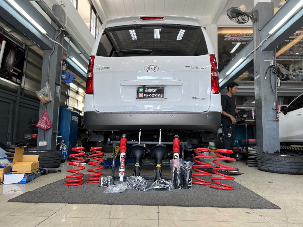 Hyundai H1 | โช้คอัพ Monroe OE Spectrum + YSS DTG Plus + สปริง YSS Comfort | แก้รถตู้โคลงเคลง นุ่มสบาย - ยางเจริญรุ่งเรือง ใครใช้ Hyundai H1 แล้วรู้สึกว่ารถตู้โดยสารมีอาการ ท้ายโยน, ย้วยส่าย หรือ โคลงเคลงหนัก เมื่อเข้าโค้ง... ถึงเวลาอัปเกรดชุดใหญ่เพื่อความมั่นคงและความสบายระดับ VIP แล้วครับ! เราจัดชุดอัปเกรด Hybrid Set (Comfort & Stability) ที่ลงตัวที่สุด!  คู่หน้า Monroe OE Spectrum: เน้นความ นุ่มนวล สบายสไตล์รถยุโรป ลดแรงสั่นสะเทือนในห้องโดยสาร  คู่หลัง YSS DTG Plus (ปรับ 7 ระดับ): โช้คอัพหลังปรับความหนืดได้ 7 ระดับ ช่วยควบคุมอาการท้ายโยนได้อย่างตรงจุด  สปริง YSS Comfort Series (หน้า/หลัง): สปริงที่ถูกออกแบบมาเพื่อ บาลานซ์น้ำหนักรถตู้ ช่วยให้รถนิ่งและลดอาการโคลงเคลงของตัวรถ สิ่งที่จะได้รับหลังจากเข้ารับบริการ: นิ่งสนิท สบายสูงสุด: รถโคลงเคลงน้อยลงอย่างชัดเจน ผู้โดยสารนั่งสบายยิ่งขึ้นอย่างรู้สึกได้ ควบคุมแม่นยำ: พวงมาลัยตอบสนองดีขึ้น หายขาดจากอาการท้ายโยน อะไหล่คุณภาพพรีเมียม: มั่นใจในคุณภาพของแบรนด์ Monroe และ YSS จบครบในที่เดียว: ติดตั้ง Setup และบริการ ตั้งศูนย์ (Hunter) ที่ร้าน ยางเจริญรุ่งเรือง นนทบุรี  ยกระดับรถตู้ของคุณให้ขับขี่ปลอดภัยและสบายที่สุด! นัดหมายเข้ารับบริการได้เลยครับ  สอบถามข้อมูลเพิ่มเติม หรือนัดหมายเข้ารับบริการ ️ : 08-6569-1915 ️ : 08-6544-5963  Line id : @88rw  Location : https://goo.gl/maps/HrNUAZXPN94KvxZ98  Facebook : https://www.facebook.com/88rwtire #Hyundai #H1 #รถตู้ #Monroe #YSS #DTGPlus #โช้คอัพ #สปริง #ช่วงล่าง #แก้รถโคลง #ยางเจริญรุ่งเรือง #นนทบุรี #งามวงศ์วาน #ตั้งศูนย์ #ร้านซ่อมช่วงล่างดีๆใกล้ฉัน