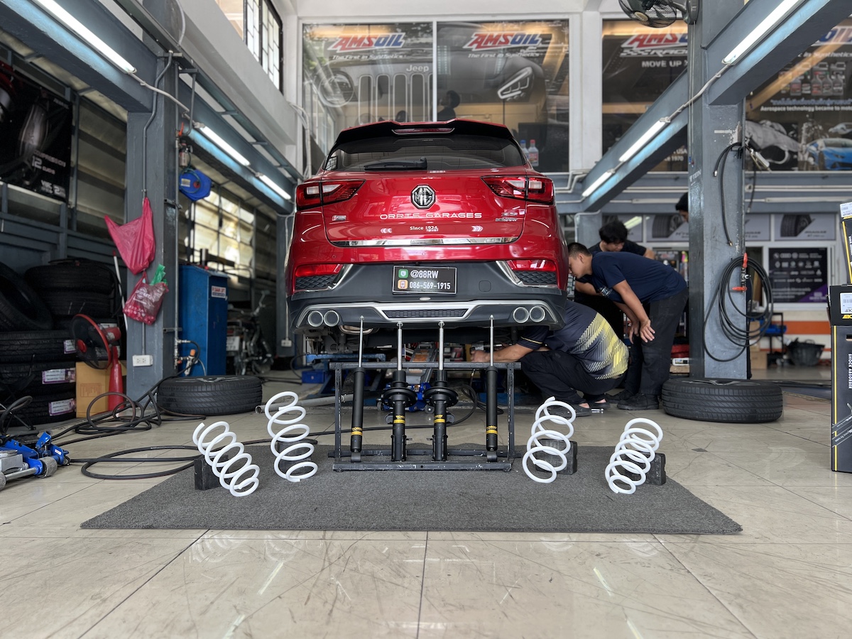 MG ZS | โช้คอัพ Monroe OE Spectrum + สปริง YSS Comfort | อัปเกรดความนุ่มสบาย ลดอาการดีด - ยางเจริญรุ่งเรือง MG ZS คันนี้...จบปัญหารถกระด้าง! อัปเกรดสู่ความนุ่มสบายขั้นสุด! ใครใช้ MG ZS แล้วรู้สึกว่าช่วงล่างยัง แข็งกระด้าง, ดีด หรือต้องการความนุ่มนวลที่มากกว่าเดิม... ถึงเวลาเปลี่ยนชุดอัปเกรดที่มอบความสบายสไตล์รถยุโรปแล้วครับ! เราจัดชุดอัปเกรดที่สมบูรณ์แบบเพื่อความสบายสูงสุด! โช้คอัพ Monroe OE Spectrum: คืนความ นุ่มนวล สบายสไตล์รถยุโรป ด้วยเทคโนโลยี ICV ช่วยลดเสียงและแรงสั่นสะเทือน สปริง YSS Comfort: สปริงคุณภาพสูงที่ออกแบบมาเพื่อ เพิ่มความนุ่ม และลดอาการดีดของรถได้อย่างชัดเจน จบครบในที่เดียว: ติดตั้งโดยทีมช่างผู้เชี่ยวชาญ พร้อมบริการ ตั้งศูนย์ (Hunter) ที่แม่นยำ สิ่งที่จะได้รับหลังจากติดตั้ง: ความนุ่มนวลระดับพรีเมียม: ฟีลลิ่งการขับขี่ที่นุ่มสบายและยืดหยุ่นสูง ไร้กังวลเรื่องเสียง: การทำงานที่เงียบและนุ่มนวล ลดความกระด้างจากช่วงล่าง ความมั่นคงที่เพิ่มขึ้น: รถทรงตัวได้นิ่งขึ้น ลดอาการโคลงเคลง เข้าโค้งมั่นใจ เหมาะสำหรับใคร? เจ้าของ MG ZS ที่เน้น ความสบายสูงสุด ในการขับขี่ประจำวัน ผู้ที่ต้องการอัปเกรดช่วงล่างให้มีความมั่นคง ปลอดภัย และนุ่มนวลยิ่งขึ้น เปลี่ยนรถคุณให้ขับขี่สบายและปลอดภัยกว่าเดิม! ชุดนี้คือคำตอบที่ลงตัวครับ สอบถามข้อมูลเพิ่มเติม หรือนัดหมายเข้ารับบริการ ️ : 08-6569-1915 ️ : 08-6544-5963 Line id : @88rw Location : https://goo.gl/maps/HrNUAZXPN94KvxZ98 Facebook : https://www.facebook.com/88rwtire #MG #MGZS #Monroe #OESpectrum #YSS #YSSComfort #โช้คอัพ #ช่วงล่าง #ยางเจริญรุ่งเรือง #นนทบุรี #งามวงศ์วาน #ตั้งศูนย์ #อะไหล่ช่วงล่าง MG ZS | โช้คอัพ Monroe OE Spectrum + สปริง YSS Comfort | อัปเกรดความนุ่มสบาย ลดอาการดีด - ยางเจริญรุ่งเรือง MG ZS คันนี้...จบปัญหารถกระด้าง! อัปเกรดสู่ความนุ่มสบายขั้นสุด! ใครใช้ MG ZS แล้วรู้สึกว่าช่วงล่างยัง แข็งกระด้าง, ดีด หรือต้องการความนุ่มนวลที่มากกว่าเดิม... ถึงเวลาเปลี่ยนชุดอัปเกรดที่มอบความสบายสไตล์รถยุโรปแล้วครับ! เราจัดชุดอัปเกรดที่สมบูรณ์แบบเพื่อความสบายสูงสุด! โช้คอัพ Monroe OE Spectrum: คืนความ นุ่มนวล สบายสไตล์รถยุโรป ด้วยเทคโนโลยี ICV ช่วยลดเสียงและแรงสั่นสะเทือน สปริง YSS Comfort: สปริงคุณภาพสูงที่ออกแบบมาเพื่อ เพิ่มความนุ่ม และลดอาการดีดของรถได้อย่างชัดเจน จบครบในที่เดียว: ติดตั้งโดยทีมช่างผู้เชี่ยวชาญ พร้อมบริการ ตั้งศูนย์ (Hunter) ที่แม่นยำ สิ่งที่จะได้รับหลังจากติดตั้ง: ความนุ่มนวลระดับพรีเมียม: ฟีลลิ่งการขับขี่ที่นุ่มสบายและยืดหยุ่นสูง ไร้กังวลเรื่องเสียง: การทำงานที่เงียบและนุ่มนวล ลดความกระด้างจากช่วงล่าง ความมั่นคงที่เพิ่มขึ้น: รถทรงตัวได้นิ่งขึ้น ลดอาการโคลงเคลง เข้าโค้งมั่นใจ เหมาะสำหรับใคร? เจ้าของ MG ZS ที่เน้น ความสบายสูงสุด ในการขับขี่ประจำวัน ผู้ที่ต้องการอัปเกรดช่วงล่างให้มีความมั่นคง ปลอดภัย และนุ่มนวลยิ่งขึ้น เปลี่ยนรถคุณให้ขับขี่สบายและปลอดภัยกว่าเดิม! ชุดนี้คือคำตอบที่ลงตัวครับ สอบถามข้อมูลเพิ่มเติม หรือนัดหมายเข้ารับบริการ ️ : 08-6569-1915 ️ : 08-6544-5963 Line id : @88rw Location : https://goo.gl/maps/HrNUAZXPN94KvxZ98 Facebook : https://www.facebook.com/88rwtire #MG #MGZS #Monroe #OESpectrum #YSS #YSSComfort #โช้คอัพ #ช่วงล่าง #ยางเจริญรุ่งเรือง #นนทบุรี #งามวงศ์วาน #ตั้งศูนย์ #อะไหล่ช่วงล่าง