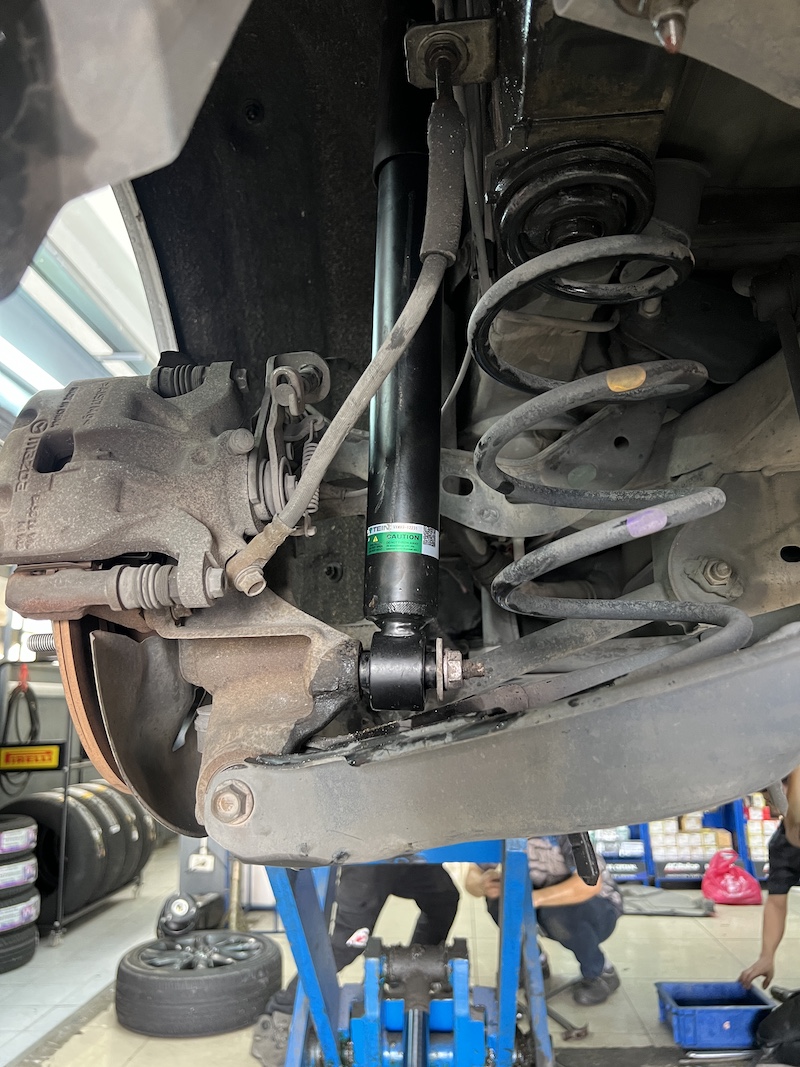 Mazda 3 Skyactiv | โช้คอัพ Tein EnduraPro Basic + ปีกนกล่าง 555 | คืนความหนึบแน่น มั่นใจทุกโค้ง - ยางเจริญรุ่งเรือง Mazda 3 Skyactiv คันนี้...จบครบทุกปัญหา! ฟื้นคืนฟีลลิ่งสปอร์ตที่แท้จริง! ใครใช้ Mazda 3 Skyactiv แล้วรู้สึกว่าช่วงล่างเริ่มยวบยาบ โยนตัว หรือได้ยินเสียง "กุกกัก" จากปีกนก... ถึงเวลาเปลี่ยนชุดใหญ่ให้รถคุณกลับมานิ่งและขับสนุกเหมือนใหม่แล้วครับ! เราจัดเต็มชุดฟื้นฟูช่วงล่างคุณภาพสูง! โช้คอัพ Tein EnduraPro Basic: คืนความ หนึบแน่น สไตล์ญี่ปุ่น ด้วยเทคโนโลยี H.B.S. ที่ช่วยซับแรงกระแทกจากหลุมบ่อ ปีกนกล่าง ตอง 5 ญี่ปุ่นแท้: เปลี่ยนปีกนกล่างครบชุดด้วยอะไหล่ "แน่น เหนียว ทนทาน" จาก Sankei 555 เพื่อความทนทานและความแม่นยำขั้นสูงสุด อะไหล่ส่วนควบใหม่ครบชุด: เปลี่ยนทั้งหมดเพื่อความสมบูรณ์แบบสูงสุดของระบบช่วงล่าง สิ่งที่จะได้รับหลังจากติดตั้ง: ช่วงล่างหนึบ มั่นคง: เข้าโค้งมั่นใจ ลดอาการโคลงเคลง พร้อมการซับแรงกระแทกที่ดีขึ้น พวงมาลัยแม่นยำ: คืนความรู้สึกคมชัดในการควบคุมรถ และหายขาดจากเสียงกุกกัก คุณภาพพรีเมียม: ใช้โช้คอัพและปีกนกญี่ปุ่นแท้ที่ไว้ใจได้ในความทนทาน เหมาะสำหรับใคร? เจ้าของ Mazda 3 ที่ต้องการฟื้นฟูช่วงล่างให้กลับมาสมบูรณ์แบบ 100% ผู้ที่ต้องการอะไหล่ที่ทนทาน เน้นความปลอดภัยและสมรรถนะการขับขี่ อย่าปล่อยให้อะไหล่เสื่อม! แวะมาตรวจเช็กกับผู้เชี่ยวชาญวันนี้ครับ สอบถามข้อมูลเพิ่มเติม หรือนัดหมายเข้ารับบริการ ️ : 08-6569-1915 ️ : 08-6544-5963 Line id : @88rw Location : https://goo.gl/maps/HrNUAZXPN94KvxZ98 Facebook : https://www.facebook.com/88rwtire #Mazda #Mazda3 #Skyactiv #Tein #EnduraPro #ลูกหมาก555 #ปีกนกล่าง #โช้คอัพ #ช่วงล่าง #ยางเจริญรุ่งเรือง #นนทบุรี #งามวงศ์วาน #ตั้งศูนย์ Mazda 3 Skyactiv | โช้คอัพ Tein EnduraPro Basic + ปีกนกล่าง 555 | คืนความหนึบแน่น มั่นใจทุกโค้ง - ยางเจริญรุ่งเรือง Mazda 3 Skyactiv คันนี้...จบครบทุกปัญหา! ฟื้นคืนฟีลลิ่งสปอร์ตที่แท้จริง! ใครใช้ Mazda 3 Skyactiv แล้วรู้สึกว่าช่วงล่างเริ่มยวบยาบ โยนตัว หรือได้ยินเสียง "กุกกัก" จากปีกนก... ถึงเวลาเปลี่ยนชุดใหญ่ให้รถคุณกลับมานิ่งและขับสนุกเหมือนใหม่แล้วครับ! เราจัดเต็มชุดฟื้นฟูช่วงล่างคุณภาพสูง! โช้คอัพ Tein EnduraPro Basic: คืนความ หนึบแน่น สไตล์ญี่ปุ่น ด้วยเทคโนโลยี H.B.S. ที่ช่วยซับแรงกระแทกจากหลุมบ่อ ปีกนกล่าง ตอง 5 ญี่ปุ่นแท้: เปลี่ยนปีกนกล่างครบชุดด้วยอะไหล่ "แน่น เหนียว ทนทาน" จาก Sankei 555 เพื่อความทนทานและความแม่นยำขั้นสูงสุด อะไหล่ส่วนควบใหม่ครบชุด: เปลี่ยนทั้งหมดเพื่อความสมบูรณ์แบบสูงสุดของระบบช่วงล่าง สิ่งที่จะได้รับหลังจากติดตั้ง: ช่วงล่างหนึบ มั่นคง: เข้าโค้งมั่นใจ ลดอาการโคลงเคลง พร้อมการซับแรงกระแทกที่ดีขึ้น พวงมาลัยแม่นยำ: คืนความรู้สึกคมชัดในการควบคุมรถ และหายขาดจากเสียงกุกกัก คุณภาพพรีเมียม: ใช้โช้คอัพและปีกนกญี่ปุ่นแท้ที่ไว้ใจได้ในความทนทาน เหมาะสำหรับใคร? เจ้าของ Mazda 3 ที่ต้องการฟื้นฟูช่วงล่างให้กลับมาสมบูรณ์แบบ 100% ผู้ที่ต้องการอะไหล่ที่ทนทาน เน้นความปลอดภัยและสมรรถนะการขับขี่ อย่าปล่อยให้อะไหล่เสื่อม! แวะมาตรวจเช็กกับผู้เชี่ยวชาญวันนี้ครับ สอบถามข้อมูลเพิ่มเติม หรือนัดหมายเข้ารับบริการ ️ : 08-6569-1915 ️ : 08-6544-5963 Line id : @88rw Location : https://goo.gl/maps/HrNUAZXPN94KvxZ98 Facebook : https://www.facebook.com/88rwtire #Mazda #Mazda3 #Skyactiv #Tein #EnduraPro #ลูกหมาก555 #ปีกนกล่าง #โช้คอัพ #ช่วงล่าง #ยางเจริญรุ่งเรือง #นนทบุรี #งามวงศ์วาน #ตั้งศูนย์