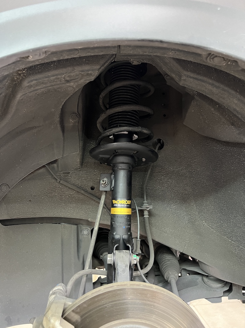 Suzuki XL7 ติดตั้งโช้คอัพ Monroe OE Spectrum พร้อมอะไหล่ส่วนควบใหม่ทั้งหมด สิ่งที่จะได้รับหลังจากติดตั้ง: ฟีลลิ่งแบบรถยุโรป: โช้คอัพ Monroe OE Spectrum ให้ความนุ่มนวลและยืดหยุ่นสูง ขับสบายในทุกสภาพถนน ไร้กังวลเรื่องเสียง: เทคโนโลยี ICV ช่วยลดแรงสั่นสะเทือนและเสียงรบกวนในห้องโดยสาร ทำให้การขับขี่เงียบขึ้น ทนทานกว่าเดิม: ผลิตด้วยวัสดุคุณภาพสูง ทนทานต่อการใช้งาน และยืดอายุการใช้งานของช่วงล่าง ความมั่นคงที่เพิ่มขึ้น: รถทรงตัวได้นิ่งขึ้น ลดอาการโคลงเคลง เข้าโค้งมั่นใจ เหมาะสำหรับใคร? เจ้าของ Suzuki XL7 ที่ต้องการความสบายในการขับขี่ประจำวันและผู้โดยสาร ผู้ที่ต้องการอัปเกรดช่วงล่างให้มีความมั่นคง ปลอดภัย และนุ่มนวลยิ่งขึ้น สำหรับเจ้าของ XL7 ที่อยากได้ฟีลลิ่งขับขี่ที่สบายขึ้น แต่มั่นใจกว่าเดิม Monroe OE Spectrum คือคำตอบ! สอบถามข้อมูลเพิ่มเติม หรือนัดหมายเข้ารับบริการ ️ : 08-6569-1915 ️ : 08-6544-5963 Line id : @88rw Location : https://goo.gl/maps/HrNUAZXPN94KvxZ98 Facebook : https://www.facebook.com/88rwtire #Suzuki #XL7 #Monroe #OESpectrum #โช้คอัพ #ช่วงล่าง #ยางเจริญรุ่งเรือง #นนทบุรี #งามวงศ์วาน #รถครอบครัว Suzuki XL7 ติดตั้งโช้คอัพ Monroe OE Spectrum พร้อมอะไหล่ส่วนควบใหม่ทั้งหมด สิ่งที่จะได้รับหลังจากติดตั้ง: ฟีลลิ่งแบบรถยุโรป: โช้คอัพ Monroe OE Spectrum ให้ความนุ่มนวลและยืดหยุ่นสูง ขับสบายในทุกสภาพถนน ไร้กังวลเรื่องเสียง: เทคโนโลยี ICV ช่วยลดแรงสั่นสะเทือนและเสียงรบกวนในห้องโดยสาร ทำให้การขับขี่เงียบขึ้น ทนทานกว่าเดิม: ผลิตด้วยวัสดุคุณภาพสูง ทนทานต่อการใช้งาน และยืดอายุการใช้งานของช่วงล่าง ความมั่นคงที่เพิ่มขึ้น: รถทรงตัวได้นิ่งขึ้น ลดอาการโคลงเคลง เข้าโค้งมั่นใจ เหมาะสำหรับใคร? เจ้าของ Suzuki XL7 ที่ต้องการความสบายในการขับขี่ประจำวันและผู้โดยสาร ผู้ที่ต้องการอัปเกรดช่วงล่างให้มีความมั่นคง ปลอดภัย และนุ่มนวลยิ่งขึ้น สำหรับเจ้าของ XL7 ที่อยากได้ฟีลลิ่งขับขี่ที่สบายขึ้น แต่มั่นใจกว่าเดิม Monroe OE Spectrum คือคำตอบ! สอบถามข้อมูลเพิ่มเติม หรือนัดหมายเข้ารับบริการ ️ : 08-6569-1915 ️ : 08-6544-5963 Line id : @88rw Location : https://goo.gl/maps/HrNUAZXPN94KvxZ98 Facebook : https://www.facebook.com/88rwtire #Suzuki #XL7 #Monroe #OESpectrum #โช้คอัพ #ช่วงล่าง #ยางเจริญรุ่งเรือง #นนทบุรี #งามวงศ์วาน #รถครอบครัว