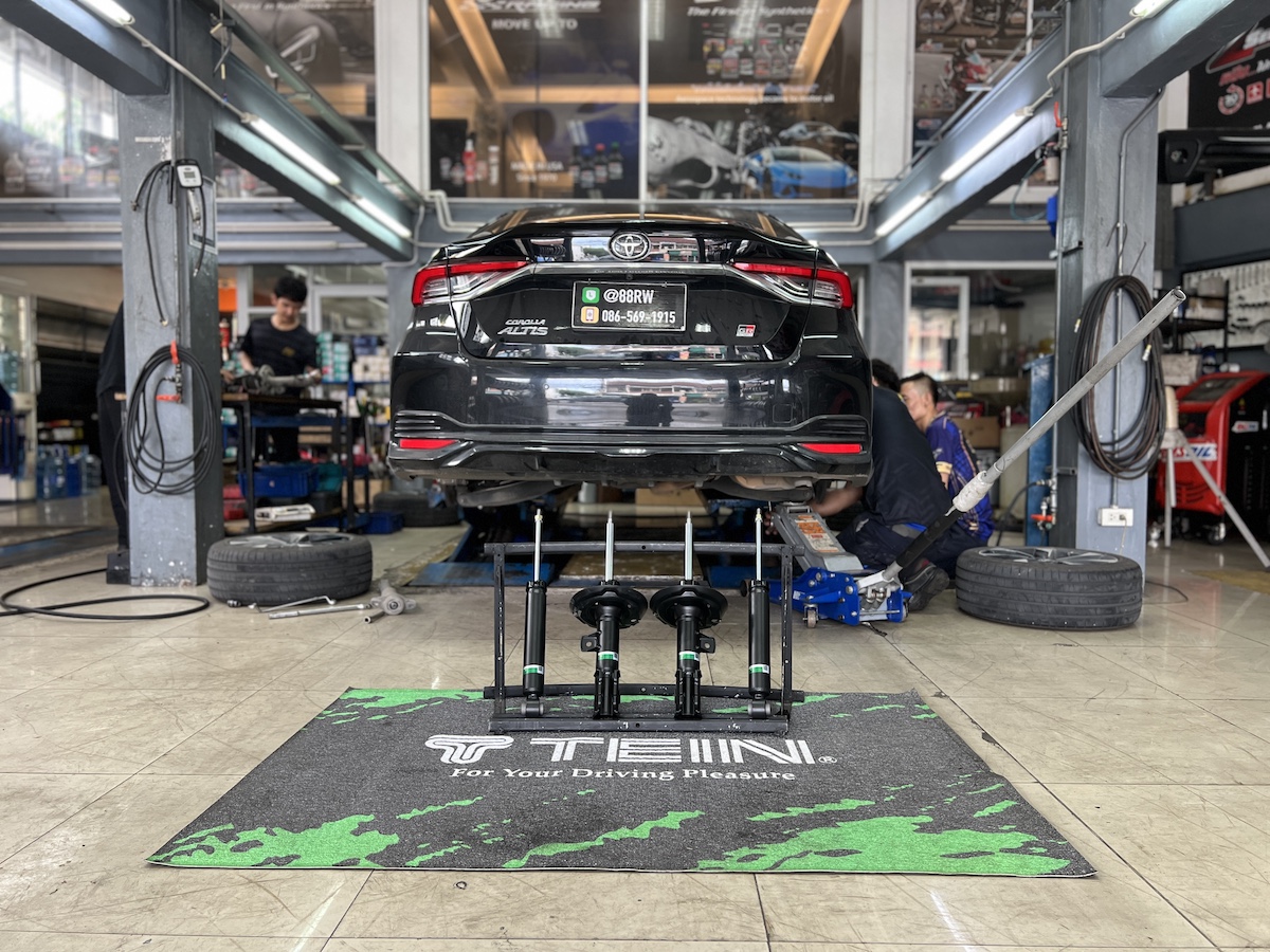 Toyota Altis2020+ ติดตั้งโช้คอัพ Tein EnduraPro Basic พร้อมอะไหล่ส่วนควบใหม่ทั้งหมด สิ่งที่จะได้รับหลังจากติดตั้ง: ฟีลลิ่งหนึบแน่นสไตล์ญี่ปุ่น: โช้คอัพ Tein EnduraPro Basic ให้ความหนึบแน่นที่เหนือกว่าโช้คเดิม แต่ยังคงความนุ่มนวลไว้ เทคโนโลยี H.B.S.: ช่วยดูดซับแรงกระแทกในจังหวะยุบตัวสุด ลดอาการกระดอนเมื่อเจอหลุมหรือคอสะพาน คุณภาพมาตรฐาน OEM: ผลิตจากวัสดุคุณภาพสูง ทนทาน และติดตั้งแทนของเดิมได้ทันที ไม่ต้องดัดแปลง ความมั่นคงที่เพิ่มขึ้น: รถทรงตัวได้นิ่งขึ้น เข้าโค้งมั่นใจ ลดอาการโคลงเคลง เหมาะสำหรับใคร? เจ้าของ Altis รุ่นใหม่ที่ต้องการความหนึบและมั่นคงในการขับขี่ประจำวัน ผู้ที่ต้องการอัปเกรดความทนทานและความปลอดภัยของช่วงล่าง โดยไม่ต้องการโหลดเตี้ย สำหรับเจ้าของ Altis ที่อยากได้ฟีลลิ่งขับขี่ที่มั่นใจกว่าเดิม Tein EnduraPro Basic คือคำตอบ! สอบถามข้อมูลเพิ่มเติม หรือนัดหมายเข้ารับบริการ ️ : 08-6569-1915 ️ : 08-6544-5963 Line id : @88rw Location : https://goo.gl/maps/HrNUAZXPN94KvxZ98 Facebook : https://www.facebook.com/88rwtire #Toyota #Altis #Altis2020 #Tein #EnduraPro #โช้คอัพ #ช่วงล่าง #ยางเจริญรุ่งเรือง #นนทบุรี #งามวงศ์วาน #ยางรถยนต์นนทบุรี #ช่วงล่างรถยนต์ #โช้คอัพรถยนต์ Toyota Altis2020+ ติดตั้งโช้คอัพ Tein EnduraPro Basic พร้อมอะไหล่ส่วนควบใหม่ทั้งหมด สิ่งที่จะได้รับหลังจากติดตั้ง: ฟีลลิ่งหนึบแน่นสไตล์ญี่ปุ่น: โช้คอัพ Tein EnduraPro Basic ให้ความหนึบแน่นที่เหนือกว่าโช้คเดิม แต่ยังคงความนุ่มนวลไว้ เทคโนโลยี H.B.S.: ช่วยดูดซับแรงกระแทกในจังหวะยุบตัวสุด ลดอาการกระดอนเมื่อเจอหลุมหรือคอสะพาน คุณภาพมาตรฐาน OEM: ผลิตจากวัสดุคุณภาพสูง ทนทาน และติดตั้งแทนของเดิมได้ทันที ไม่ต้องดัดแปลง ความมั่นคงที่เพิ่มขึ้น: รถทรงตัวได้นิ่งขึ้น เข้าโค้งมั่นใจ ลดอาการโคลงเคลง เหมาะสำหรับใคร? เจ้าของ Altis รุ่นใหม่ที่ต้องการความหนึบและมั่นคงในการขับขี่ประจำวัน ผู้ที่ต้องการอัปเกรดความทนทานและความปลอดภัยของช่วงล่าง โดยไม่ต้องการโหลดเตี้ย สำหรับเจ้าของ Altis ที่อยากได้ฟีลลิ่งขับขี่ที่มั่นใจกว่าเดิม Tein EnduraPro Basic คือคำตอบ! สอบถามข้อมูลเพิ่มเติม หรือนัดหมายเข้ารับบริการ ️ : 08-6569-1915 ️ : 08-6544-5963 Line id : @88rw Location : https://goo.gl/maps/HrNUAZXPN94KvxZ98 Facebook : https://www.facebook.com/88rwtire #Toyota #Altis #Altis2020 #Tein #EnduraPro #โช้คอัพ #ช่วงล่าง #ยางเจริญรุ่งเรือง #นนทบุรี #งามวงศ์วาน #ยางรถยนต์นนทบุรี #ช่วงล่างรถยนต์ #โช้คอัพรถยนต์