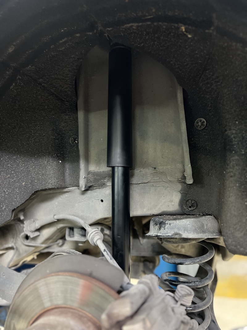 Ford Focus Mark3 | โช้คอัพ Monroe Original | คืนฟีลลิ่งเดิม นุ่มนวล มั่นใจ - ยางเจริญรุ่งเรือง นนทบุรี Ford Focus Mark3 คันนี้...คืนความสมบูรณ์ให้ช่วงล่าง! ใครใช้ Ford Focus Mark3 (ปี 2014) แล้วรู้สึกว่ารถเริ่มกระด้าง โยนตัว หรือโช้คอัพเดิมถึงเวลาต้องเปลี่ยนแล้ว... ถึงเวลาคืนฟีลลิ่งการขับขี่ที่มั่นใจและปลอดภัยให้กับ Focus ของคุณแล้วครับ! เราขอแนะนำชุดอัปเกรดที่ครบจบในชุดเดียว! ติดตั้งโช้คอัพ Monroe Original พร้อมอะไหล่ส่วนควบใหม่ครบชุด สิ่งที่จะได้รับหลังจากติดตั้ง: ฟีลลิ่งใกล้เคียงของเดิม: โช้คอัพ Monroe Original ออกแบบมาเพื่อ คืนสมรรถนะให้ใกล้เคียงโช้ค OEM แต่มีความทนทานที่วางใจได้ ความนุ่มนวลและมั่นคง: ช่วยซับแรงกระแทกได้ดี ทำให้รถทรงตัวได้นิ่งขึ้นในการขับขี่ประจำวัน ทนทานคุ้มค่า: โช้คอัพคุณภาพสูง ทนทานต่อการใช้งาน และยืดอายุการใช้งานของช่วงล่าง จบครบทุกปัญหา: ติดตั้งโดยทีมช่างผู้เชี่ยวชาญ พร้อมบริการตั้งศูนย์ด้วยเครื่องมือที่ทันสมัยที่สุด เหมาะสำหรับใคร? เจ้าของ Ford Focus ที่ต้องการ เปลี่ยนโช้คอัพทดแทนของเดิม ที่เสื่อมสภาพ ผู้ที่ต้องการคืนความมั่นใจในการขับขี่ โดยเน้นความนุ่มนวลและความปลอดภัยเป็นหลัก สำหรับเจ้าของ Focus ที่อยากให้รถกลับมาขับสบายเหมือนเดิม Monroe Original คือคำตอบ! สอบถามข้อมูลเพิ่มเติม หรือนัดหมายเข้ารับบริการ ️ : 08-6569-1915 ️ : 08-6544-5963 Line id : @88rw Location : https://goo.gl/maps/HrNUAZXPN98KvxZ98 Facebook : https://www.facebook.com/88rwtire #Ford #Focus #FocusMark3 #Monroe #MonroeOriginal #โช้คอัพ #ช่วงล่าง #ยางเจริญรุ่งเรือง #นนทบุรี #งามวงศ์วาน #ตั้งศูนย์ #อะไหล่ช่วงล่าง Ford Focus Mark3 | โช้คอัพ Monroe Original | คืนฟีลลิ่งเดิม นุ่มนวล มั่นใจ - ยางเจริญรุ่งเรือง นนทบุรี Ford Focus Mark3 คันนี้...คืนความสมบูรณ์ให้ช่วงล่าง! ใครใช้ Ford Focus Mark3 (ปี 2014) แล้วรู้สึกว่ารถเริ่มกระด้าง โยนตัว หรือโช้คอัพเดิมถึงเวลาต้องเปลี่ยนแล้ว... ถึงเวลาคืนฟีลลิ่งการขับขี่ที่มั่นใจและปลอดภัยให้กับ Focus ของคุณแล้วครับ! เราขอแนะนำชุดอัปเกรดที่ครบจบในชุดเดียว! ติดตั้งโช้คอัพ Monroe Original พร้อมอะไหล่ส่วนควบใหม่ครบชุด สิ่งที่จะได้รับหลังจากติดตั้ง: ฟีลลิ่งใกล้เคียงของเดิม: โช้คอัพ Monroe Original ออกแบบมาเพื่อ คืนสมรรถนะให้ใกล้เคียงโช้ค OEM แต่มีความทนทานที่วางใจได้ ความนุ่มนวลและมั่นคง: ช่วยซับแรงกระแทกได้ดี ทำให้รถทรงตัวได้นิ่งขึ้นในการขับขี่ประจำวัน ทนทานคุ้มค่า: โช้คอัพคุณภาพสูง ทนทานต่อการใช้งาน และยืดอายุการใช้งานของช่วงล่าง จบครบทุกปัญหา: ติดตั้งโดยทีมช่างผู้เชี่ยวชาญ พร้อมบริการตั้งศูนย์ด้วยเครื่องมือที่ทันสมัยที่สุด เหมาะสำหรับใคร? เจ้าของ Ford Focus ที่ต้องการ เปลี่ยนโช้คอัพทดแทนของเดิม ที่เสื่อมสภาพ ผู้ที่ต้องการคืนความมั่นใจในการขับขี่ โดยเน้นความนุ่มนวลและความปลอดภัยเป็นหลัก สำหรับเจ้าของ Focus ที่อยากให้รถกลับมาขับสบายเหมือนเดิม Monroe Original คือคำตอบ! สอบถามข้อมูลเพิ่มเติม หรือนัดหมายเข้ารับบริการ ️ : 08-6569-1915 ️ : 08-6544-5963 Line id : @88rw Location : https://goo.gl/maps/HrNUAZXPN98KvxZ98 Facebook : https://www.facebook.com/88rwtire #Ford #Focus #FocusMark3 #Monroe #MonroeOriginal #โช้คอัพ #ช่วงล่าง #ยางเจริญรุ่งเรือง #นนทบุรี #งามวงศ์วาน #ตั้งศูนย์ #อะไหล่ช่วงล่าง