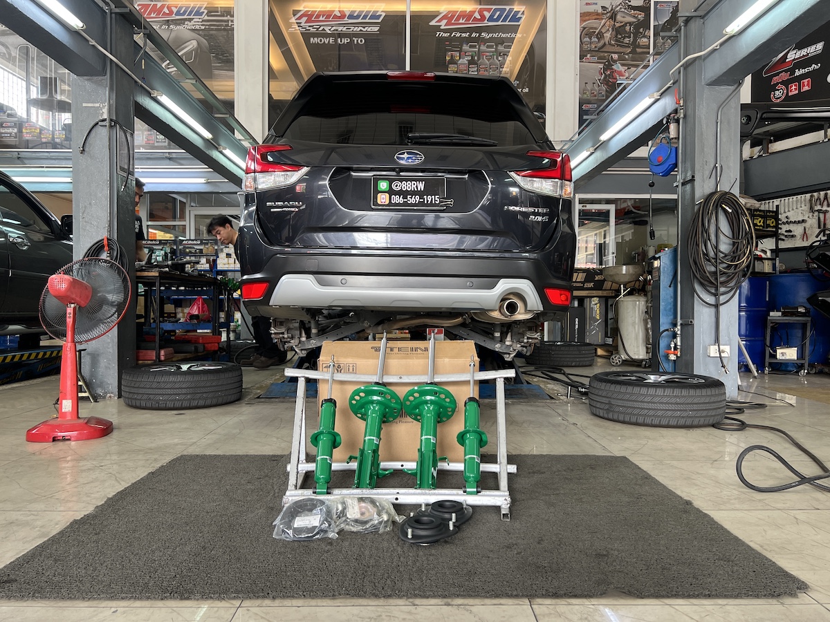 Subaru Forester SK9 x Tein Endura Pro Plus “ขับมั่นใจ ควบคุมดีกว่า นุ่มหนึบในทุกเส้นทาง” ลูกค้า Subaru Forester SK9 ต้องการอัปเกรดช่วงล่างให้ นุ่มขึ้นแต่ยังคงความมั่นใจ วันนี้เราเลือกใช้โช้คอัพจากญี่ปุ่นแท้ Tein Endura Pro Plus พร้อมเปลี่ยน เบ้าโช้คอัพแท้ + ลูกปืนเบ้าโช้คอัพแท้ เพื่อให้สมบูรณ์แบบทั้งระบบ จุดเด่นของการอัปเกรดครั้งนี้ + Tein Endura Pro Plus → เทคโนโลยีใหม่ ปรับได้ 16 ระดับ (Damping Force Adjustable) เลือกฟีลลิ่งได้ทั้งนุ่มนั่งสบาย หรือแน่นหนึบมั่นใจ + เบ้าโช้คอัพแท้ + ลูกปืนเบ้าโช้คอัพแท้ → ลดเสียงดัง เคลื่อนไหวลื่นไหล เพิ่มอายุการใช้งานช่วงล่าง + ฟีลลิ่งการขับขี่ที่ มั่นใจยิ่งกว่าเดิม เข้าโค้งนิ่ง ขับไกลก็ไม่เหนื่อย + ทั้งหมดนี้ติดตั้งตรงรุ่น Subaru Forester SK9 ไม่ต้องดัดแปลง ผลลัพธ์หลังติดตั้ง + เข้าโค้งมั่นใจ ควบคุมแม่นยำ + นั่งสบายกว่าเดิม ลดแรงกระแทก + เสียงช่วงล่างเงียบลง เพราะใช้เบ้าโช้คและลูกปืนแท้ + คุ้มค่า ใช้งานได้ยาวนาน เหมาะสำหรับ เจ้าของ Subaru Forester SK9 ที่อยากได้ฟีลลิ่งดีกว่าโช้คติดรถเดิม คนที่ต้องการความสมดุลระหว่าง “นุ่มนั่งสบาย” และ “หนึบมั่นใจ” รถครอบครัวที่ใช้เดินทางไกลหรือขับในเมืองทุกวัน สอบถามข้อมูลเพิ่มเติม หรือนัดหมายเข้ารับบริการ ️ : 08-6569-1915 ️ : 08-6544-5963 Line id : @88rw Facebook : https://www.facebook.com/88rwtire Location : https://goo.gl/maps/HrNUAZXPN94KvxZ98 #TeinEnduraproPlus #subaruforester #ยางรถยนต์นนทบุรี #ช่วงล่างรถยนต์ #โช้คอัพรถยนต์ Subaru Forester SK9 x Tein Endura Pro Plus “ขับมั่นใจ ควบคุมดีกว่า นุ่มหนึบในทุกเส้นทาง” ลูกค้า Subaru Forester SK9 ต้องการอัปเกรดช่วงล่างให้ นุ่มขึ้นแต่ยังคงความมั่นใจ วันนี้เราเลือกใช้โช้คอัพจากญี่ปุ่นแท้ Tein Endura Pro Plus พร้อมเปลี่ยน เบ้าโช้คอัพแท้ + ลูกปืนเบ้าโช้คอัพแท้ เพื่อให้สมบูรณ์แบบทั้งระบบ จุดเด่นของการอัปเกรดครั้งนี้ + Tein Endura Pro Plus → เทคโนโลยีใหม่ ปรับได้ 16 ระดับ (Damping Force Adjustable) เลือกฟีลลิ่งได้ทั้งนุ่มนั่งสบาย หรือแน่นหนึบมั่นใจ + เบ้าโช้คอัพแท้ + ลูกปืนเบ้าโช้คอัพแท้ → ลดเสียงดัง เคลื่อนไหวลื่นไหล เพิ่มอายุการใช้งานช่วงล่าง + ฟีลลิ่งการขับขี่ที่ มั่นใจยิ่งกว่าเดิม เข้าโค้งนิ่ง ขับไกลก็ไม่เหนื่อย + ทั้งหมดนี้ติดตั้งตรงรุ่น Subaru Forester SK9 ไม่ต้องดัดแปลง ผลลัพธ์หลังติดตั้ง + เข้าโค้งมั่นใจ ควบคุมแม่นยำ + นั่งสบายกว่าเดิม ลดแรงกระแทก + เสียงช่วงล่างเงียบลง เพราะใช้เบ้าโช้คและลูกปืนแท้ + คุ้มค่า ใช้งานได้ยาวนาน เหมาะสำหรับ เจ้าของ Subaru Forester SK9 ที่อยากได้ฟีลลิ่งดีกว่าโช้คติดรถเดิม คนที่ต้องการความสมดุลระหว่าง “นุ่มนั่งสบาย” และ “หนึบมั่นใจ” รถครอบครัวที่ใช้เดินทางไกลหรือขับในเมืองทุกวัน สอบถามข้อมูลเพิ่มเติม หรือนัดหมายเข้ารับบริการ ️ : 08-6569-1915 ️ : 08-6544-5963 Line id : @88rw Facebook : https://www.facebook.com/88rwtire Location : https://goo.gl/maps/HrNUAZXPN94KvxZ98 #TeinEnduraproPlus #subaruforester #ยางรถยนต์นนทบุรี #ช่วงล่างรถยนต์ #โช้คอัพรถยนต์