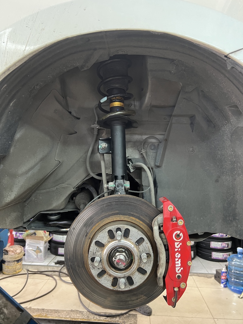 Nissan Almera Turbo 1.0 | โช้คอัพ Monroe OE Spectrum + ปีกนกล่างแท้ | ฟื้นฟูช่วงล่าง - ยางเจริญรุ่งเรือง นนทบุรี Nissan Almera Turbo 1.0 แล้วรู้สึกว่ารถเริ่มกระด้าง โคลงเคลง หรือถึงเวลาเปลี่ยน ปีกนกล่าง ที่เสื่อมสภาพแล้ว... เรามีชุดอัปเกรดที่ครบจบในที่เดียว! เราจัดชุดใหญ่ ฟื้นฟูช่วงล่างให้กลับมาสมบูรณ์แบบ: โช้คอัพ Monroe OE Spectrum: คืนความ นุ่มนวล สบายสไตล์รถยุโรป ขับสบายในทุกสภาพถนน ปีกนกล่างแท้เบิกศูนย์: เปลี่ยนปีกนกล่างใหม่ เพื่อความแม่นยำในการควบคุม และคืนความนิ่งให้กับช่วงล่าง อะไหล่ส่วนควบใหม่ครบชุด: เปลี่ยนทั้งหมดเพื่อความสมบูรณ์แบบสูงสุดของระบบกันสะเทือน สิ่งที่จะได้รับหลังจากติดตั้ง: นุ่มสบายกว่าเดิม: ฟีลลิ่งการขับขี่ที่นุ่มนวลและยืดหยุ่นสูง ควบคุมแม่นยำ: รถทรงตัวได้ดีขึ้น เข้าโค้งมั่นใจ หายขาดจากเสียงกุกกักจากปีกนก คุณภาพอะไหล่แท้: มั่นใจในคุณภาพอะไหล่ระดับ OEM (Monroe) และปีกนกล่างแท้เบิกศูนย์ เหมาะสำหรับใคร? เจ้าของ Almera Turbo ที่ต้องการ ความสบาย และ ความมั่นคง ในการขับขี่ ผู้ที่ต้องการฟื้นฟูช่วงล่างให้กลับมาสมบูรณ์แบบที่สุดด้วยอะไหล่คุณภาพสูง อย่าปล่อยให้ช่วงล่างทำงานหนัก! แวะมาตรวจเช็กกับผู้เชี่ยวชาญวันนี้ครับ สอบถามข้อมูลเพิ่มเติม หรือนัดหมายเข้ารับบริการ ️ : 08-6569-1915 ️ : 08-6544-5963 Line id : @88rw Location : https://goo.gl/maps/HrNUAZXPN94KvxZ98 Facebook : https://www.facebook.com/88rwtire #Nissan #Almera #AlmeraTurbo #Monroe #OESpectrum #ปีกนกล่าง #โช้คอัพ #ช่วงล่าง #ยางเจริญรุ่งเรือง #นนทบุรี #งามวงศ์วาน #ตั้งศูนย์ #อะไหล่แท้ Nissan Almera Turbo 1.0 | โช้คอัพ Monroe OE Spectrum + ปีกนกล่างแท้ | ฟื้นฟูช่วงล่าง - ยางเจริญรุ่งเรือง นนทบุรี Nissan Almera Turbo 1.0 แล้วรู้สึกว่ารถเริ่มกระด้าง โคลงเคลง หรือถึงเวลาเปลี่ยน ปีกนกล่าง ที่เสื่อมสภาพแล้ว... เรามีชุดอัปเกรดที่ครบจบในที่เดียว! เราจัดชุดใหญ่ ฟื้นฟูช่วงล่างให้กลับมาสมบูรณ์แบบ: โช้คอัพ Monroe OE Spectrum: คืนความ นุ่มนวล สบายสไตล์รถยุโรป ขับสบายในทุกสภาพถนน ปีกนกล่างแท้เบิกศูนย์: เปลี่ยนปีกนกล่างใหม่ เพื่อความแม่นยำในการควบคุม และคืนความนิ่งให้กับช่วงล่าง อะไหล่ส่วนควบใหม่ครบชุด: เปลี่ยนทั้งหมดเพื่อความสมบูรณ์แบบสูงสุดของระบบกันสะเทือน สิ่งที่จะได้รับหลังจากติดตั้ง: นุ่มสบายกว่าเดิม: ฟีลลิ่งการขับขี่ที่นุ่มนวลและยืดหยุ่นสูง ควบคุมแม่นยำ: รถทรงตัวได้ดีขึ้น เข้าโค้งมั่นใจ หายขาดจากเสียงกุกกักจากปีกนก คุณภาพอะไหล่แท้: มั่นใจในคุณภาพอะไหล่ระดับ OEM (Monroe) และปีกนกล่างแท้เบิกศูนย์ เหมาะสำหรับใคร? เจ้าของ Almera Turbo ที่ต้องการ ความสบาย และ ความมั่นคง ในการขับขี่ ผู้ที่ต้องการฟื้นฟูช่วงล่างให้กลับมาสมบูรณ์แบบที่สุดด้วยอะไหล่คุณภาพสูง อย่าปล่อยให้ช่วงล่างทำงานหนัก! แวะมาตรวจเช็กกับผู้เชี่ยวชาญวันนี้ครับ สอบถามข้อมูลเพิ่มเติม หรือนัดหมายเข้ารับบริการ ️ : 08-6569-1915 ️ : 08-6544-5963 Line id : @88rw Location : https://goo.gl/maps/HrNUAZXPN94KvxZ98 Facebook : https://www.facebook.com/88rwtire #Nissan #Almera #AlmeraTurbo #Monroe #OESpectrum #ปีกนกล่าง #โช้คอัพ #ช่วงล่าง #ยางเจริญรุ่งเรือง #นนทบุรี #งามวงศ์วาน #ตั้งศูนย์ #อะไหล่แท้