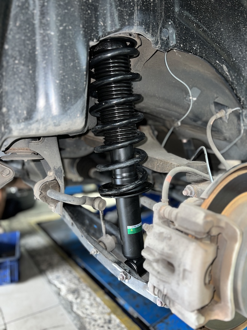 Subaru Forester SJ | โช้คอัพ Tein EnduraPro Basic | คืนความหนึบแน่น มั่นใจทุกโค้ง - ยางเจริญรุ่งเรือง นนทบุรี Subaru Forester SJ คันนี้...อัปเกรดความหนึบ คืนฟีลลิ่ง AWD ที่แท้จริง! ใครใช้ Subaru Forester SJ (รุ่นปี 2013-2018) แล้วรู้สึกว่าช่วงล่างเริ่มยวบยาบ โยนตัวมาก หรือไม่มั่นใจเมื่อเข้าโค้ง... ถึงเวลาเปลี่ยนโช้คอัพใหม่ เพื่อการขับขี่ที่มั่นใจและสบายกว่าที่เคย! เราขอแนะนำชุดอัปเกรดโช้คอัพที่ครบจบในชุดเดียว! ติดตั้งโช้คอัพ Tein EnduraPro Basic พร้อมอะไหล่ส่วนควบใหม่ครบชุด สิ่งที่จะได้รับหลังจากติดตั้ง: ฟีลลิ่งหนึบแน่นสไตล์ญี่ปุ่น: โช้คอัพ Tein EnduraPro Basic ให้ความหนึบแน่นที่เหนือกว่าโช้คเดิม แต่ยังคงความนุ่มนวลไว้ เทคโนโลยี H.B.S.: ช่วยดูดซับแรงกระแทกในจังหวะยุบตัวสุด ลดอาการกระดอนเมื่อเจอหลุมหรือคอสะพาน คุณภาพมาตรฐาน OEM: ผลิตจากวัสดุคุณภาพสูง ทนทาน และติดตั้งแทนของเดิมได้ทันที ไม่ต้องดัดแปลง ความมั่นคงที่เพิ่มขึ้น: รถทรงตัวได้นิ่งขึ้น เข้าโค้งมั่นใจ ลดอาการโคลงเคลงของรถ SUV เหมาะสำหรับใคร? เจ้าของ Forester SJ ที่ต้องการความหนึบและมั่นคงในการขับขี่ประจำวัน ผู้ที่ต้องการอัปเกรดความทนทานและความปลอดภัยของช่วงล่าง โดยไม่ต้องการโหลดเตี้ย สำหรับเจ้าของ Forester ที่อยากได้ฟีลลิ่งขับขี่ที่มั่นใจกว่าเดิม Tein EnduraPro Basic คือคำตอบ! สอบถามข้อมูลเพิ่มเติม หรือนัดหมายเข้ารับบริการ ️ : 08-6569-1915 ️ : 08-6544-5963 Line id : @88rw Location : https://goo.gl/maps/HrNUAZXPN94KvxZ98 Facebook : https://www.facebook.com/88rwtire #Subaru #Forester #ForesterSJ #Tein #EnduraPro #โช้คอัพ #ช่วงล่าง #ยางเจริญรุ่งเรือง #นนทบุรี #งามวงศ์วาน #ตั้งศูนย์ #อะไหล่ช่วงล่าง Subaru Forester SJ | โช้คอัพ Tein EnduraPro Basic | คืนความหนึบแน่น มั่นใจทุกโค้ง - ยางเจริญรุ่งเรือง นนทบุรี Subaru Forester SJ คันนี้...อัปเกรดความหนึบ คืนฟีลลิ่ง AWD ที่แท้จริง! ใครใช้ Subaru Forester SJ (รุ่นปี 2013-2018) แล้วรู้สึกว่าช่วงล่างเริ่มยวบยาบ โยนตัวมาก หรือไม่มั่นใจเมื่อเข้าโค้ง... ถึงเวลาเปลี่ยนโช้คอัพใหม่ เพื่อการขับขี่ที่มั่นใจและสบายกว่าที่เคย! เราขอแนะนำชุดอัปเกรดโช้คอัพที่ครบจบในชุดเดียว! ติดตั้งโช้คอัพ Tein EnduraPro Basic พร้อมอะไหล่ส่วนควบใหม่ครบชุด สิ่งที่จะได้รับหลังจากติดตั้ง: ฟีลลิ่งหนึบแน่นสไตล์ญี่ปุ่น: โช้คอัพ Tein EnduraPro Basic ให้ความหนึบแน่นที่เหนือกว่าโช้คเดิม แต่ยังคงความนุ่มนวลไว้ เทคโนโลยี H.B.S.: ช่วยดูดซับแรงกระแทกในจังหวะยุบตัวสุด ลดอาการกระดอนเมื่อเจอหลุมหรือคอสะพาน คุณภาพมาตรฐาน OEM: ผลิตจากวัสดุคุณภาพสูง ทนทาน และติดตั้งแทนของเดิมได้ทันที ไม่ต้องดัดแปลง ความมั่นคงที่เพิ่มขึ้น: รถทรงตัวได้นิ่งขึ้น เข้าโค้งมั่นใจ ลดอาการโคลงเคลงของรถ SUV เหมาะสำหรับใคร? เจ้าของ Forester SJ ที่ต้องการความหนึบและมั่นคงในการขับขี่ประจำวัน ผู้ที่ต้องการอัปเกรดความทนทานและความปลอดภัยของช่วงล่าง โดยไม่ต้องการโหลดเตี้ย สำหรับเจ้าของ Forester ที่อยากได้ฟีลลิ่งขับขี่ที่มั่นใจกว่าเดิม Tein EnduraPro Basic คือคำตอบ! สอบถามข้อมูลเพิ่มเติม หรือนัดหมายเข้ารับบริการ ️ : 08-6569-1915 ️ : 08-6544-5963 Line id : @88rw Location : https://goo.gl/maps/HrNUAZXPN94KvxZ98 Facebook : https://www.facebook.com/88rwtire #Subaru #Forester #ForesterSJ #Tein #EnduraPro #โช้คอัพ #ช่วงล่าง #ยางเจริญรุ่งเรือง #นนทบุรี #งามวงศ์วาน #ตั้งศูนย์ #อะไหล่ช่วงล่าง