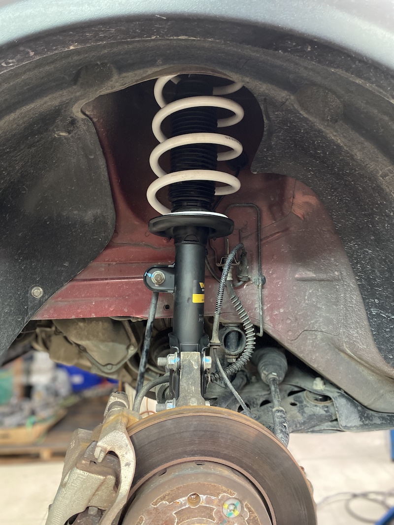 MG 3 | โช้ค Monroe OE Spectrum + สปริง YSS Comfort | อัปเกรดความนุ่มสบาย ลดอาการดีด - ยางเจริญรุ่งเรือง นนทบุรี MG 3 คันนี้...จบปัญหารถกระด้าง! อัปเกรดความสบายขั้นสุด! ใครใช้ MG 3 แล้วรู้สึกว่าช่วงล่างยัง แข็งกระด้าง, ดีด หรือต้องการความนุ่มนวลที่มากกว่าเดิม... ถึงเวลาเปลี่ยนชุดอัปเกรดที่มอบความสบายสไตล์รถยุโรปแล้วครับ! เราจัดชุดอัปเกรดที่สมบูรณ์แบบเพื่อความสบายสูงสุด! โช้คอัพ Monroe OE Spectrum: คืนความ นุ่มนวล สบายสไตล์รถยุโรป ด้วยเทคโนโลยี ICV ช่วยลดเสียงและแรงสั่นสะเทือน สปริง YSS Comfort: สปริงคุณภาพสูงที่ออกแบบมาเพื่อ เพิ่มความนุ่ม และลดอาการดีดของรถได้อย่างชัดเจน จบครบในที่เดียว: ติดตั้งโดยทีมช่างผู้เชี่ยวชาญ พร้อมบริการ ตั้งศูนย์ (Hunter) ที่แม่นยำ สิ่งที่จะได้รับหลังจากติดตั้ง: ความนุ่มนวลระดับพรีเมียม: ฟีลลิ่งการขับขี่ที่นุ่มสบายและยืดหยุ่นสูง ไร้กังวลเรื่องความกระด้าง: ลดอาการดีดและโคลงเคลงของรถเล็ก ความมั่นคงที่เพิ่มขึ้น: รถทรงตัวได้นิ่งขึ้น เข้าโค้งมั่นใจ เหมาะสำหรับใคร? เจ้าของ MG 3 ที่เน้น ความสบายสูงสุด ในการขับขี่ประจำวัน ผู้ที่ต้องการอัปเกรดช่วงล่างให้มีความมั่นคง ปลอดภัย และนุ่มนวลยิ่งขึ้น เปลี่ยนรถคุณให้ขับขี่สบายและปลอดภัยกว่าเดิม! ชุดนี้คือคำตอบที่ลงตัวครับ สอบถามข้อมูลเพิ่มเติม หรือนัดหมายเข้ารับบริการ ️ : 08-6569-1915 ️ : 08-6544-5963 Line id : @88rw Location : https://goo.gl/maps/HrNUAZXPN94KvxZ98 Facebook : https://www.facebook.com/88rwtire #MG #MG3 #Monroe #OESpectrum #YSS #YSSComfort #โช้คอัพ #ช่วงล่าง #ยางเจริญรุ่งเรือง #นนทบุรี #งามวงศ์วาน #ตั้งศูนย์ #อะไหล่ช่วงล่าง MG 3 | โช้ค Monroe OE Spectrum + สปริง YSS Comfort | อัปเกรดความนุ่มสบาย ลดอาการดีด - ยางเจริญรุ่งเรือง นนทบุรี MG 3 คันนี้...จบปัญหารถกระด้าง! อัปเกรดความสบายขั้นสุด! ใครใช้ MG 3 แล้วรู้สึกว่าช่วงล่างยัง แข็งกระด้าง, ดีด หรือต้องการความนุ่มนวลที่มากกว่าเดิม... ถึงเวลาเปลี่ยนชุดอัปเกรดที่มอบความสบายสไตล์รถยุโรปแล้วครับ! เราจัดชุดอัปเกรดที่สมบูรณ์แบบเพื่อความสบายสูงสุด! โช้คอัพ Monroe OE Spectrum: คืนความ นุ่มนวล สบายสไตล์รถยุโรป ด้วยเทคโนโลยี ICV ช่วยลดเสียงและแรงสั่นสะเทือน สปริง YSS Comfort: สปริงคุณภาพสูงที่ออกแบบมาเพื่อ เพิ่มความนุ่ม และลดอาการดีดของรถได้อย่างชัดเจน จบครบในที่เดียว: ติดตั้งโดยทีมช่างผู้เชี่ยวชาญ พร้อมบริการ ตั้งศูนย์ (Hunter) ที่แม่นยำ สิ่งที่จะได้รับหลังจากติดตั้ง: ความนุ่มนวลระดับพรีเมียม: ฟีลลิ่งการขับขี่ที่นุ่มสบายและยืดหยุ่นสูง ไร้กังวลเรื่องความกระด้าง: ลดอาการดีดและโคลงเคลงของรถเล็ก ความมั่นคงที่เพิ่มขึ้น: รถทรงตัวได้นิ่งขึ้น เข้าโค้งมั่นใจ เหมาะสำหรับใคร? เจ้าของ MG 3 ที่เน้น ความสบายสูงสุด ในการขับขี่ประจำวัน ผู้ที่ต้องการอัปเกรดช่วงล่างให้มีความมั่นคง ปลอดภัย และนุ่มนวลยิ่งขึ้น เปลี่ยนรถคุณให้ขับขี่สบายและปลอดภัยกว่าเดิม! ชุดนี้คือคำตอบที่ลงตัวครับ สอบถามข้อมูลเพิ่มเติม หรือนัดหมายเข้ารับบริการ ️ : 08-6569-1915 ️ : 08-6544-5963 Line id : @88rw Location : https://goo.gl/maps/HrNUAZXPN94KvxZ98 Facebook : https://www.facebook.com/88rwtire #MG #MG3 #Monroe #OESpectrum #YSS #YSSComfort #โช้คอัพ #ช่วงล่าง #ยางเจริญรุ่งเรือง #นนทบุรี #งามวงศ์วาน #ตั้งศูนย์ #อะไหล่ช่วงล่าง