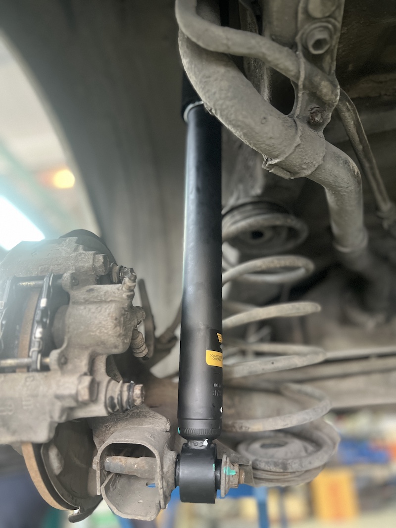 ติดตั้งโช้คอัพ Monroe OE Spectrum พร้อมอะไหล่ครบชุด สำหรับ Toyota Vios Gen1 อัปเกรดฟีลลิ่งรถยุโรป ที่ร้านยางเจริญรุ่งเรือง นนทบุรี ติดตั้งโช้คอัพ Monroe OE Spectrum พร้อมอะไหล่ครบชุด สำหรับ Toyota Vios Gen1 อัปเกรดฟีลลิ่งรถยุโรป ที่ร้านยางเจริญรุ่งเรือง นนทบุรี