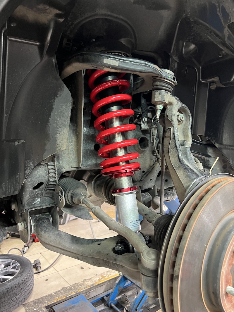 Ford Everest NextGen 4WD คันนี้...อัปเกรดสู่ความสบายระดับราชินี! เจ้าของ Everest NextGen 4WD ที่อยากให้รถ นุ่มนวลสูงสุด ขับสบายทั้งครอบครัว แต่ยังคงความหนึบแน่นในการขับทางไกล... ติดตั้งโช้คอัพ Profender Queen Series หลัง Piggyback พร้อมชุดสปริง Profender สิ่งที่จะได้รับหลังจากติดตั้ง: นุ่มนวลเหนือระดับ: โช้คอัพ Queen Series เน้นการซับแรงกระแทกเป็นพิเศษ ทำให้ผู้โดยสารสัมผัสความสบายสูงสุด ระบายความร้อนยอดเยี่ยม: โช้คอัพหลังแบบ Piggyback (มีซับแทงก์แยก) ช่วยระบายความร้อนได้ดี ทำให้สมรรถนะคงที่แม้ใช้งานหนัก ปรับความหนึบได้ละเอียด: สามารถปรับความนุ่ม-หนึบได้ตามใจชอบ เพื่อหาฟีลลิ่งที่ลงตัวที่สุดสำหรับคุณ สมดุลสมบูรณ์แบบ: ชุดสปริง Profender ที่ถูกออกแบบมาให้ทำงานร่วมกับ Queen Series อย่างลงตัว เหมาะสำหรับใคร? เจ้าของ Everest NextGen ที่เน้นความสบายของ รถครอบครัว เป็นหลัก ผู้ที่ต้องการความยืดหยุ่นในการปรับจูนโช้คอัพให้เข้ากับทุกสภาพถนน ยกระดับรถ SUV ของคุณให้เหนือกว่าใคร ด้วยบริการติดตั้งชุดใหญ่จาก #ยางเจริญรุ่งเรือง สอบถามข้อมูลเพิ่มเติม หรือนัดหมายเข้ารับบริการ ️ : 08-6569-1915 ️ : 08-6544-5963 Line id : @88rw Location : https://goo.gl/maps/HrNUAZXPN94KvxZ98 Facebook : https://www.facebook.com/88rwtire #Ford #Everest #NextGen #Profender #QueenSeries #โช้คอัพ #ช่วงล่าง #ยางเจริญรุ่งเรือง #นนทบุรี #งามวงศ์วาน Ford Everest NextGen 4WD คันนี้...อัปเกรดสู่ความสบายระดับราชินี! เจ้าของ Everest NextGen 4WD ที่อยากให้รถ นุ่มนวลสูงสุด ขับสบายทั้งครอบครัว แต่ยังคงความหนึบแน่นในการขับทางไกล... ติดตั้งโช้คอัพ Profender Queen Series หลัง Piggyback พร้อมชุดสปริง Profender สิ่งที่จะได้รับหลังจากติดตั้ง: นุ่มนวลเหนือระดับ: โช้คอัพ Queen Series เน้นการซับแรงกระแทกเป็นพิเศษ ทำให้ผู้โดยสารสัมผัสความสบายสูงสุด ระบายความร้อนยอดเยี่ยม: โช้คอัพหลังแบบ Piggyback (มีซับแทงก์แยก) ช่วยระบายความร้อนได้ดี ทำให้สมรรถนะคงที่แม้ใช้งานหนัก ปรับความหนึบได้ละเอียด: สามารถปรับความนุ่ม-หนึบได้ตามใจชอบ เพื่อหาฟีลลิ่งที่ลงตัวที่สุดสำหรับคุณ สมดุลสมบูรณ์แบบ: ชุดสปริง Profender ที่ถูกออกแบบมาให้ทำงานร่วมกับ Queen Series อย่างลงตัว เหมาะสำหรับใคร? เจ้าของ Everest NextGen ที่เน้นความสบายของ รถครอบครัว เป็นหลัก ผู้ที่ต้องการความยืดหยุ่นในการปรับจูนโช้คอัพให้เข้ากับทุกสภาพถนน ยกระดับรถ SUV ของคุณให้เหนือกว่าใคร ด้วยบริการติดตั้งชุดใหญ่จาก #ยางเจริญรุ่งเรือง สอบถามข้อมูลเพิ่มเติม หรือนัดหมายเข้ารับบริการ ️ : 08-6569-1915 ️ : 08-6544-5963 Line id : @88rw Location : https://goo.gl/maps/HrNUAZXPN94KvxZ98 Facebook : https://www.facebook.com/88rwtire #Ford #Everest #NextGen #Profender #QueenSeries #โช้คอัพ #ช่วงล่าง #ยางเจริญรุ่งเรือง #นนทบุรี #งามวงศ์วาน