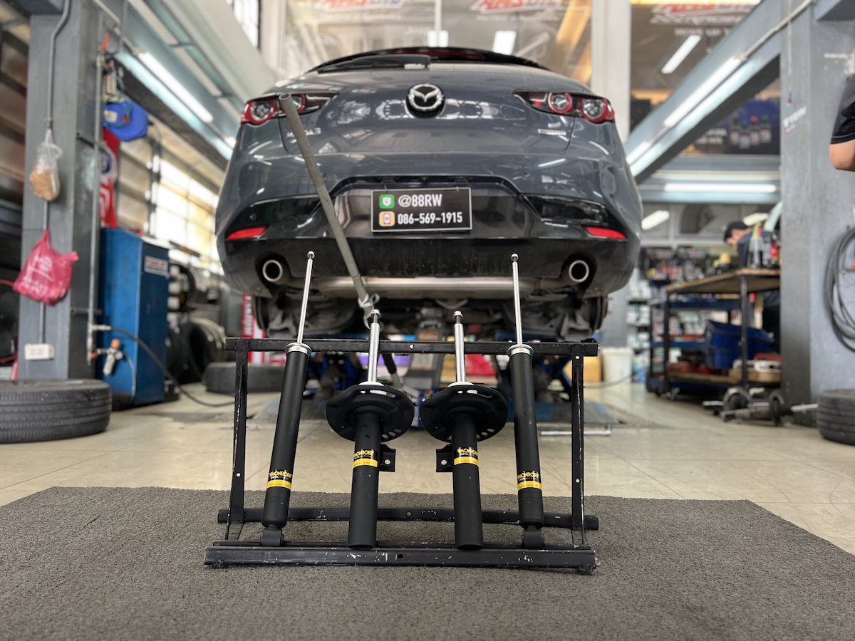 ติดตั้งโช้คอัพ Monroe OE Spectrum พร้อมอะไหล่ครบชุด สำหรับ Mazda 3 Skyactiv BP คืนความนุ่มนวล ที่ร้านยางเจริญรุ่งเรือง นนทบุรี ติดตั้งโช้คอัพ Monroe OE Spectrum พร้อมอะไหล่ครบชุด สำหรับ Mazda 3 Skyactiv BP คืนความนุ่มนวล ที่ร้านยางเจริญรุ่งเรือง นนทบุรี