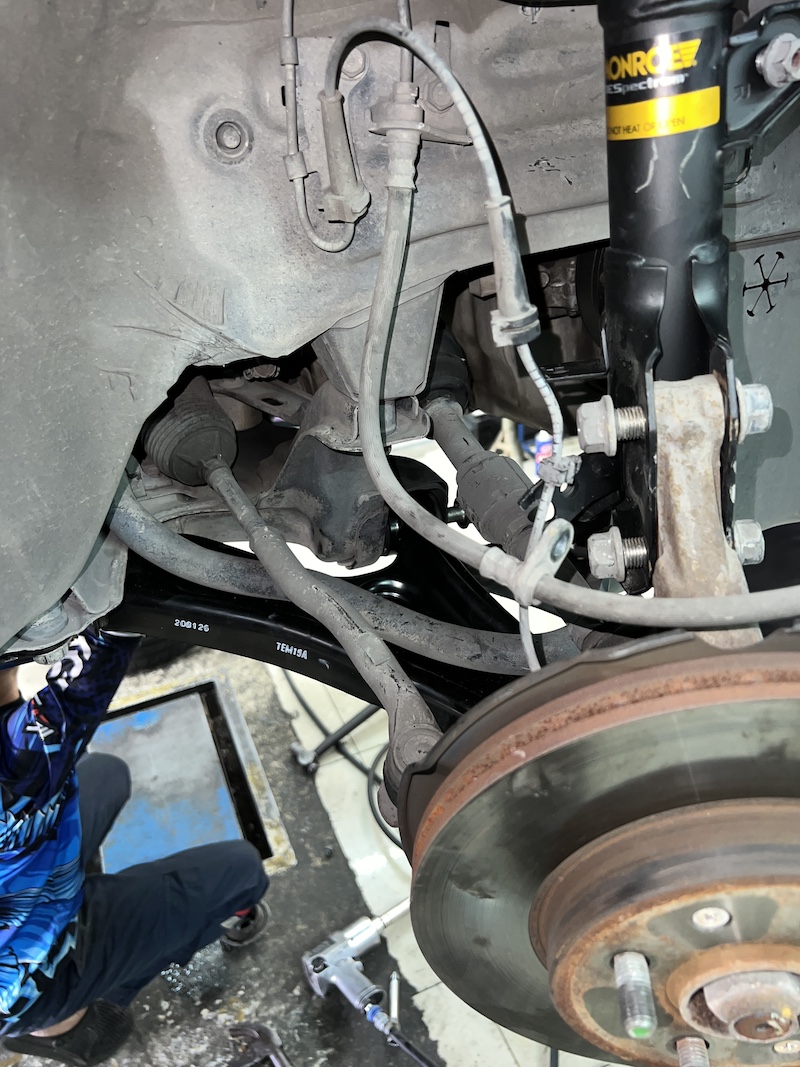 Honda Freed | โช้คอัพ Monroe OE Spectrum + บู้ชคานหลัง | ฟื้นฟูช่วงล่าง นุ่มนวลระดับครอบครัว - ยางเจริญรุ่งเรือง นนทบุรี Honda Freed คันนี้...จบทุกปัญหา! คืนความนุ่มสบายให้รถครอบครัว! ใครใช้ Honda Freed แล้วรู้สึกว่ารถมีอาการ กระด้าง, โยนตัวมาก, หรือมีเสียงดัง "ตึงตัง" จากช่วงล่างด้านหลัง... ถึงเวลาเปลี่ยนชุดใหญ่ให้รถคุณกลับมานุ่มนวลและปลอดภัยกว่าเดิมแล้วครับ! เราจัดเต็มชุดฟื้นฟูช่วงล่างระดับพรีเมียม! โช้คอัพ Monroe OE Spectrum: คืนความ นุ่มนวล สบายสไตล์รถยุโรป ขับขี่มั่นใจกว่าเดิม บู้ชคานหลังตรงรุ่น: เปลี่ยนใหม่พร้อมบริการอัดและติดตั้งอย่างมืออาชีพ แก้ปัญหาเสียงดังและอาการท้ายดีด ปีกนกล่างแท้เบิกศูนย์: เปลี่ยนเพื่อคืนความแข็งแรงและความแม่นยำในการควบคุมรถ อะไหล่ส่วนควบครบชุด: เปลี่ยนทั้งหมดเพื่อความสมบูรณ์แบบสูงสุดของระบบช่วงล่าง สิ่งที่จะได้รับหลังจากติดตั้ง: นุ่มนวลกว่าเดิมหลายเท่า: ผู้โดยสารแถวหลังนั่งสบายขึ้นอย่างชัดเจน ขับขี่มั่นคง: รถทรงตัวได้ดีขึ้น ลดอาการโคลงเคลง ไร้เสียงรบกวน: แก้ปัญหาเสียงกุกกักจากบูชที่เสื่อมสภาพ จบครบทุกปัญหา: ติดตั้ง Setup และตั้งศูนย์โดยทีมช่างผู้เชี่ยวชาญ เหมาะสำหรับใคร? เจ้าของ Freed ที่เน้น ความสบายของผู้โดยสาร เป็นหลัก ผู้ที่ต้องการฟื้นฟูช่วงล่างให้กลับมาสมบูรณ์แบบที่สุด อย่าปล่อยให้ช่วงล่างทำงานหนัก! แวะมาตรวจเช็กกับผู้เชี่ยวชาญวันนี้ครับ สอบถามข้อมูลเพิ่มเติม หรือนัดหมายเข้ารับบริการ ️ : 08-6569-1915 ️ : 08-6544-5963 Line id : @88rw Location : https://goo.gl/maps/HrNUAZXPN94KvxZ98 Facebook : https://www.facebook.com/88rwtire #Honda #Freed #Monroe #OESpectrum #บู้ชคานหลัง #ปีกนกล่าง #โช้คอัพ #ช่วงล่าง #ยางเจริญรุ่งเรือง #นนทบุรี #งามวงศ์วาน #รถครอบครัว #ตั้งศูนย์ Honda Freed | โช้คอัพ Monroe OE Spectrum + บู้ชคานหลัง | ฟื้นฟูช่วงล่าง นุ่มนวลระดับครอบครัว - ยางเจริญรุ่งเรือง นนทบุรี Honda Freed คันนี้...จบทุกปัญหา! คืนความนุ่มสบายให้รถครอบครัว! ใครใช้ Honda Freed แล้วรู้สึกว่ารถมีอาการ กระด้าง, โยนตัวมาก, หรือมีเสียงดัง "ตึงตัง" จากช่วงล่างด้านหลัง... ถึงเวลาเปลี่ยนชุดใหญ่ให้รถคุณกลับมานุ่มนวลและปลอดภัยกว่าเดิมแล้วครับ! เราจัดเต็มชุดฟื้นฟูช่วงล่างระดับพรีเมียม! โช้คอัพ Monroe OE Spectrum: คืนความ นุ่มนวล สบายสไตล์รถยุโรป ขับขี่มั่นใจกว่าเดิม บู้ชคานหลังตรงรุ่น: เปลี่ยนใหม่พร้อมบริการอัดและติดตั้งอย่างมืออาชีพ แก้ปัญหาเสียงดังและอาการท้ายดีด ปีกนกล่างแท้เบิกศูนย์: เปลี่ยนเพื่อคืนความแข็งแรงและความแม่นยำในการควบคุมรถ อะไหล่ส่วนควบครบชุด: เปลี่ยนทั้งหมดเพื่อความสมบูรณ์แบบสูงสุดของระบบช่วงล่าง สิ่งที่จะได้รับหลังจากติดตั้ง: นุ่มนวลกว่าเดิมหลายเท่า: ผู้โดยสารแถวหลังนั่งสบายขึ้นอย่างชัดเจน ขับขี่มั่นคง: รถทรงตัวได้ดีขึ้น ลดอาการโคลงเคลง ไร้เสียงรบกวน: แก้ปัญหาเสียงกุกกักจากบูชที่เสื่อมสภาพ จบครบทุกปัญหา: ติดตั้ง Setup และตั้งศูนย์โดยทีมช่างผู้เชี่ยวชาญ เหมาะสำหรับใคร? เจ้าของ Freed ที่เน้น ความสบายของผู้โดยสาร เป็นหลัก ผู้ที่ต้องการฟื้นฟูช่วงล่างให้กลับมาสมบูรณ์แบบที่สุด อย่าปล่อยให้ช่วงล่างทำงานหนัก! แวะมาตรวจเช็กกับผู้เชี่ยวชาญวันนี้ครับ สอบถามข้อมูลเพิ่มเติม หรือนัดหมายเข้ารับบริการ ️ : 08-6569-1915 ️ : 08-6544-5963 Line id : @88rw Location : https://goo.gl/maps/HrNUAZXPN94KvxZ98 Facebook : https://www.facebook.com/88rwtire #Honda #Freed #Monroe #OESpectrum #บู้ชคานหลัง #ปีกนกล่าง #โช้คอัพ #ช่วงล่าง #ยางเจริญรุ่งเรือง #นนทบุรี #งามวงศ์วาน #รถครอบครัว #ตั้งศูนย์