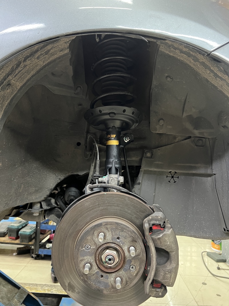 Honda Jazz GE | โช้คอัพ Monroe OE Spectrum | คืนความนุ่มนวล สบายสไตล์ยุโรป - ยางเจริญรุ่งเรือง นนทบุรี Honda Jazz GE ติดตั้งโช้คอัพ Monroe OE Spectrum พร้อมอะไหล่ส่วนควบใหม่ครบชุด สิ่งที่จะได้รับหลังจากติดตั้ง: ฟีลลิ่งแบบรถยุโรป: โช้คอัพ Monroe OE Spectrum ให้ความ นุ่มนวล และยืดหยุ่นสูง ขับสบายในทุกสภาพถนน ไร้กังวลเรื่องเสียง: เทคโนโลยี ICV ช่วยลดแรงสั่นสะเทือนและเสียงรบกวนในห้องโดยสาร ทนทานกว่าเดิม: ผลิตด้วยวัสดุคุณภาพสูง ทนทานต่อการใช้งาน และยืดอายุการใช้งานของช่วงล่าง ความมั่นคงที่เพิ่มขึ้น: รถทรงตัวได้นิ่งขึ้น ลดอาการโคลงเคลง เข้าโค้งมั่นใจ เหมาะสำหรับใคร? เจ้าของ Honda Jazz GE ที่ต้องการความสบายในการขับขี่ประจำวัน ผู้ที่ต้องการอัปเกรดช่วงล่างให้มีความมั่นคง ปลอดภัย และนุ่มนวลยิ่งขึ้น สำหรับเจ้าของ Jazz ที่อยากได้ฟีลลิ่งขับขี่ที่สบายขึ้น แต่มั่นใจกว่าเดิม Monroe OE Spectrum คือคำตอบ! สอบถามข้อมูลเพิ่มเติม หรือนัดหมายเข้ารับบริการ ️ : 08-6569-1915 ️ : 08-6544-5963 Line id : @88rw Location : https://goo.gl/maps/HrNUAZXPN94KvxZ98 Facebook : https://www.facebook.com/88rwtire #Honda #Jazz #JazzGE #Monroe #OESpectrum #โช้คอัพ #ช่วงล่าง #ยางเจริญรุ่งเรือง #นนทบุรี #งามวงศ์วาน #ตั้งศูนย์ #อะไหล่ช่วงล่าง Honda Jazz GE | โช้คอัพ Monroe OE Spectrum | คืนความนุ่มนวล สบายสไตล์ยุโรป - ยางเจริญรุ่งเรือง นนทบุรี Honda Jazz GE ติดตั้งโช้คอัพ Monroe OE Spectrum พร้อมอะไหล่ส่วนควบใหม่ครบชุด สิ่งที่จะได้รับหลังจากติดตั้ง: ฟีลลิ่งแบบรถยุโรป: โช้คอัพ Monroe OE Spectrum ให้ความ นุ่มนวล และยืดหยุ่นสูง ขับสบายในทุกสภาพถนน ไร้กังวลเรื่องเสียง: เทคโนโลยี ICV ช่วยลดแรงสั่นสะเทือนและเสียงรบกวนในห้องโดยสาร ทนทานกว่าเดิม: ผลิตด้วยวัสดุคุณภาพสูง ทนทานต่อการใช้งาน และยืดอายุการใช้งานของช่วงล่าง ความมั่นคงที่เพิ่มขึ้น: รถทรงตัวได้นิ่งขึ้น ลดอาการโคลงเคลง เข้าโค้งมั่นใจ เหมาะสำหรับใคร? เจ้าของ Honda Jazz GE ที่ต้องการความสบายในการขับขี่ประจำวัน ผู้ที่ต้องการอัปเกรดช่วงล่างให้มีความมั่นคง ปลอดภัย และนุ่มนวลยิ่งขึ้น สำหรับเจ้าของ Jazz ที่อยากได้ฟีลลิ่งขับขี่ที่สบายขึ้น แต่มั่นใจกว่าเดิม Monroe OE Spectrum คือคำตอบ! สอบถามข้อมูลเพิ่มเติม หรือนัดหมายเข้ารับบริการ ️ : 08-6569-1915 ️ : 08-6544-5963 Line id : @88rw Location : https://goo.gl/maps/HrNUAZXPN94KvxZ98 Facebook : https://www.facebook.com/88rwtire #Honda #Jazz #JazzGE #Monroe #OESpectrum #โช้คอัพ #ช่วงล่าง #ยางเจริญรุ่งเรือง #นนทบุรี #งามวงศ์วาน #ตั้งศูนย์ #อะไหล่ช่วงล่าง