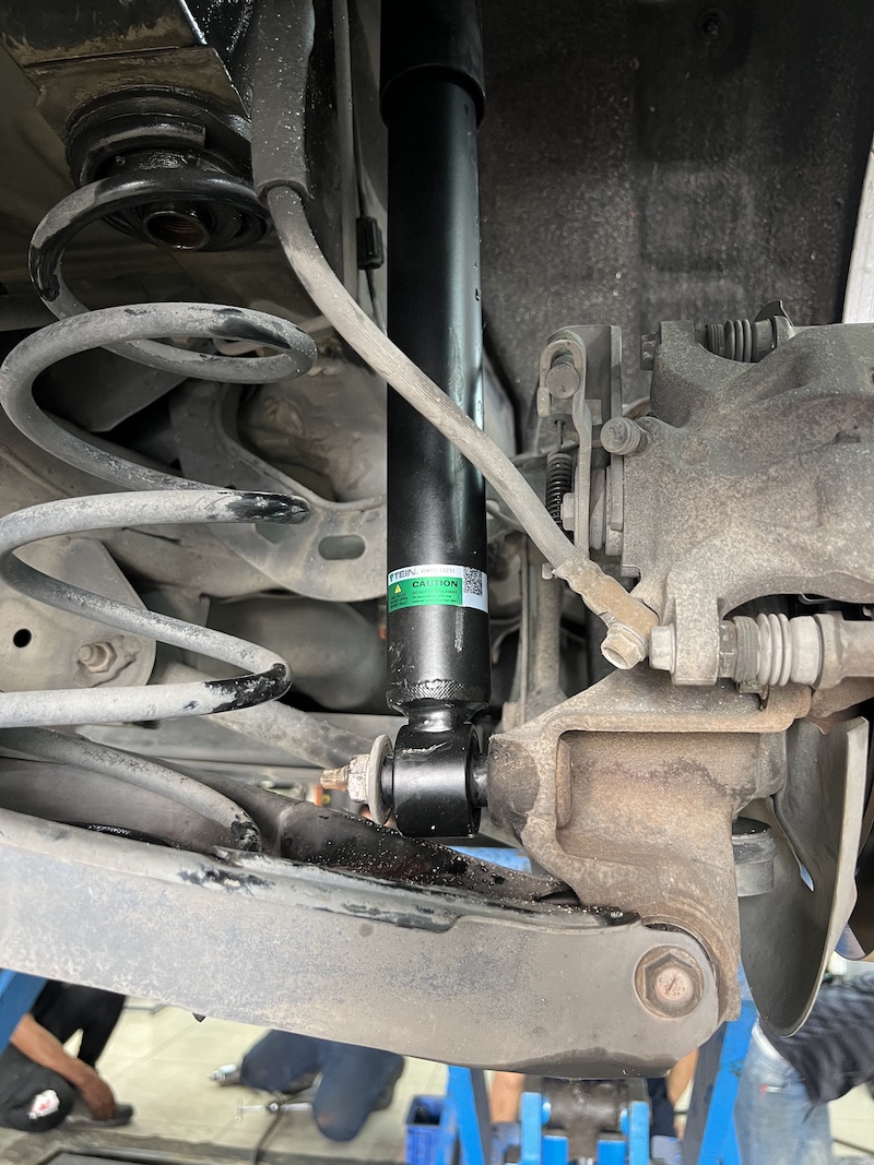 Mazda 3 Skyactiv | โช้คอัพ Tein EnduraPro Basic + ปีกนกล่าง 555 | คืนความหนึบแน่น มั่นใจทุกโค้ง - ยางเจริญรุ่งเรือง Mazda 3 Skyactiv คันนี้...จบครบทุกปัญหา! ฟื้นคืนฟีลลิ่งสปอร์ตที่แท้จริง! ใครใช้ Mazda 3 Skyactiv แล้วรู้สึกว่าช่วงล่างเริ่มยวบยาบ โยนตัว หรือได้ยินเสียง "กุกกัก" จากปีกนก... ถึงเวลาเปลี่ยนชุดใหญ่ให้รถคุณกลับมานิ่งและขับสนุกเหมือนใหม่แล้วครับ! เราจัดเต็มชุดฟื้นฟูช่วงล่างคุณภาพสูง! โช้คอัพ Tein EnduraPro Basic: คืนความ หนึบแน่น สไตล์ญี่ปุ่น ด้วยเทคโนโลยี H.B.S. ที่ช่วยซับแรงกระแทกจากหลุมบ่อ ปีกนกล่าง ตอง 5 ญี่ปุ่นแท้: เปลี่ยนปีกนกล่างครบชุดด้วยอะไหล่ "แน่น เหนียว ทนทาน" จาก Sankei 555 เพื่อความทนทานและความแม่นยำขั้นสูงสุด อะไหล่ส่วนควบใหม่ครบชุด: เปลี่ยนทั้งหมดเพื่อความสมบูรณ์แบบสูงสุดของระบบช่วงล่าง สิ่งที่จะได้รับหลังจากติดตั้ง: ช่วงล่างหนึบ มั่นคง: เข้าโค้งมั่นใจ ลดอาการโคลงเคลง พร้อมการซับแรงกระแทกที่ดีขึ้น พวงมาลัยแม่นยำ: คืนความรู้สึกคมชัดในการควบคุมรถ และหายขาดจากเสียงกุกกัก คุณภาพพรีเมียม: ใช้โช้คอัพและปีกนกญี่ปุ่นแท้ที่ไว้ใจได้ในความทนทาน เหมาะสำหรับใคร? เจ้าของ Mazda 3 ที่ต้องการฟื้นฟูช่วงล่างให้กลับมาสมบูรณ์แบบ 100% ผู้ที่ต้องการอะไหล่ที่ทนทาน เน้นความปลอดภัยและสมรรถนะการขับขี่ อย่าปล่อยให้อะไหล่เสื่อม! แวะมาตรวจเช็กกับผู้เชี่ยวชาญวันนี้ครับ สอบถามข้อมูลเพิ่มเติม หรือนัดหมายเข้ารับบริการ ️ : 08-6569-1915 ️ : 08-6544-5963 Line id : @88rw Location : https://goo.gl/maps/HrNUAZXPN94KvxZ98 Facebook : https://www.facebook.com/88rwtire #Mazda #Mazda3 #Skyactiv #Tein #EnduraPro #ลูกหมาก555 #ปีกนกล่าง #โช้คอัพ #ช่วงล่าง #ยางเจริญรุ่งเรือง #นนทบุรี #งามวงศ์วาน #ตั้งศูนย์ Mazda 3 Skyactiv | โช้คอัพ Tein EnduraPro Basic + ปีกนกล่าง 555 | คืนความหนึบแน่น มั่นใจทุกโค้ง - ยางเจริญรุ่งเรือง Mazda 3 Skyactiv คันนี้...จบครบทุกปัญหา! ฟื้นคืนฟีลลิ่งสปอร์ตที่แท้จริง! ใครใช้ Mazda 3 Skyactiv แล้วรู้สึกว่าช่วงล่างเริ่มยวบยาบ โยนตัว หรือได้ยินเสียง "กุกกัก" จากปีกนก... ถึงเวลาเปลี่ยนชุดใหญ่ให้รถคุณกลับมานิ่งและขับสนุกเหมือนใหม่แล้วครับ! เราจัดเต็มชุดฟื้นฟูช่วงล่างคุณภาพสูง! โช้คอัพ Tein EnduraPro Basic: คืนความ หนึบแน่น สไตล์ญี่ปุ่น ด้วยเทคโนโลยี H.B.S. ที่ช่วยซับแรงกระแทกจากหลุมบ่อ ปีกนกล่าง ตอง 5 ญี่ปุ่นแท้: เปลี่ยนปีกนกล่างครบชุดด้วยอะไหล่ "แน่น เหนียว ทนทาน" จาก Sankei 555 เพื่อความทนทานและความแม่นยำขั้นสูงสุด อะไหล่ส่วนควบใหม่ครบชุด: เปลี่ยนทั้งหมดเพื่อความสมบูรณ์แบบสูงสุดของระบบช่วงล่าง สิ่งที่จะได้รับหลังจากติดตั้ง: ช่วงล่างหนึบ มั่นคง: เข้าโค้งมั่นใจ ลดอาการโคลงเคลง พร้อมการซับแรงกระแทกที่ดีขึ้น พวงมาลัยแม่นยำ: คืนความรู้สึกคมชัดในการควบคุมรถ และหายขาดจากเสียงกุกกัก คุณภาพพรีเมียม: ใช้โช้คอัพและปีกนกญี่ปุ่นแท้ที่ไว้ใจได้ในความทนทาน เหมาะสำหรับใคร? เจ้าของ Mazda 3 ที่ต้องการฟื้นฟูช่วงล่างให้กลับมาสมบูรณ์แบบ 100% ผู้ที่ต้องการอะไหล่ที่ทนทาน เน้นความปลอดภัยและสมรรถนะการขับขี่ อย่าปล่อยให้อะไหล่เสื่อม! แวะมาตรวจเช็กกับผู้เชี่ยวชาญวันนี้ครับ สอบถามข้อมูลเพิ่มเติม หรือนัดหมายเข้ารับบริการ ️ : 08-6569-1915 ️ : 08-6544-5963 Line id : @88rw Location : https://goo.gl/maps/HrNUAZXPN94KvxZ98 Facebook : https://www.facebook.com/88rwtire #Mazda #Mazda3 #Skyactiv #Tein #EnduraPro #ลูกหมาก555 #ปีกนกล่าง #โช้คอัพ #ช่วงล่าง #ยางเจริญรุ่งเรือง #นนทบุรี #งามวงศ์วาน #ตั้งศูนย์