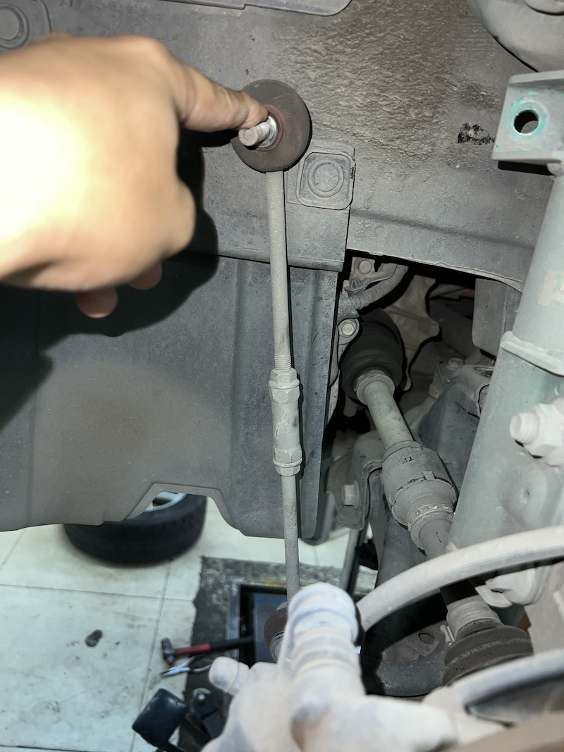 Honda Jazz GE | ซ่อมแร็คพวงมาลัย + เปลี่ยนปีกนกล่างแท้/ลูกหมาก 555 | คืนความแม่นยำ - ยางเจริญรุ่งเรือง นนทบุรี Jazz GE คันนี้...จบครบทุกปัญหาพวงมาลัยและช่วงล่าง! ใครใช้ Honda Jazz GE แล้วเจอปัญหาหนัก ทั้งอาการ พวงมาลัยหลวม, มีเสียงดัง กุกกัก เวลาเลี้ยว หรือ ท้ายรถดีด... ถึงเวลาฟื้นฟูระบบบังคับเลี้ยวและช่วงล่างให้กลับมานิ่งและแม่นยำเหมือนรถใหม่แล้วครับ! เราจัดเต็มชุดฟื้นฟูช่วงล่างและระบบบังคับเลี้ยวระดับพรีเมียม! ซ่อมแร็คพวงมาลัย: แก้ปัญหาอาการหลวม/เสียงดังที่แร็ค ให้พวงมาลัยกลับมาคมชัด นิ่งสนิท ปีกนกล่างแท้: เปลี่ยนเพื่อคืนความแม่นยำและความสมบูรณ์แบบของช่วงล่าง ลูกหมากชุดใหญ่ (ตอง 5 ญี่ปุ่นแท้): เปลี่ยนทั้ง ลูกหมากแร็ค และลูกหมากคันชัก ที่ "แน่น เหนียว ทนทาน" คืนความมั่นใจในการควบคุม บู้ชคานหลัง: เปลี่ยนใหม่เพื่อ แก้ปัญหาท้ายดีด และลดความกระด้างจากด้านหลัง สิ่งที่จะได้รับหลังจากเข้ารับบริการ: พวงมาลัยนิ่งสนิท: หายขาดจากอาการหลวม/เสียงดัง ทำให้การควบคุมรถแม่นยำกว่าเดิม ช่วงล่างแน่น มั่นคง: ท้ายรถไม่ดีด ไม่โคลงเคลง ขับขี่ได้อย่างมั่นใจ อะไหล่คุณภาพพรีเมียม: ใช้ปีกนกล่างแท้เบิกศูนย์ และลูกหมากญี่ปุ่นแท้ (ตอง 5) ที่วางใจได้ จบครบในที่เดียว: ติดตั้ง Setup และตั้งศูนย์โดยทีมช่างผู้เชี่ยวชาญ เหมาะสำหรับใคร? เจ้าของ Jazz GE ที่ต้องการฟื้นฟูระบบบังคับเลี้ยวและช่วงล่างให้สมบูรณ์แบบ ผู้ที่ต้องการความปลอดภัยสูงสุดและฟีลลิ่งการขับขี่ที่แม่นยำในระยะยาว อย่าปล่อยให้พวงมาลัยมีปัญหา! แวะมาตรวจเช็กกับผู้เชี่ยวชาญวันนี้ครับ สอบถามข้อมูลเพิ่มเติม หรือนัดหมายเข้ารับบริการ ️ : 08-6569-1915 ️ : 08-6544-5963 Line id : @88rw Location : https://goo.gl/maps/HrNUAZXPN94KvxZ98 Facebook : https://www.facebook.com/88rwtire #Honda #Jazz #JazzGE #ลูกหมาก555 #ซ่อมแร็ค #ปีกนกล่าง #บู้ชคานหลัง #ช่วงล่าง #ยางเจริญรุ่งเรือง #นนทบุรี #งามวงศ์วาน #ตั้งศูนย์ #อะไหล่ช่วงล่าง Honda Jazz GE | ซ่อมแร็คพวงมาลัย + เปลี่ยนปีกนกล่างแท้/ลูกหมาก 555 | คืนความแม่นยำ - ยางเจริญรุ่งเรือง นนทบุรี Jazz GE คันนี้...จบครบทุกปัญหาพวงมาลัยและช่วงล่าง! ใครใช้ Honda Jazz GE แล้วเจอปัญหาหนัก ทั้งอาการ พวงมาลัยหลวม, มีเสียงดัง กุกกัก เวลาเลี้ยว หรือ ท้ายรถดีด... ถึงเวลาฟื้นฟูระบบบังคับเลี้ยวและช่วงล่างให้กลับมานิ่งและแม่นยำเหมือนรถใหม่แล้วครับ! เราจัดเต็มชุดฟื้นฟูช่วงล่างและระบบบังคับเลี้ยวระดับพรีเมียม! ซ่อมแร็คพวงมาลัย: แก้ปัญหาอาการหลวม/เสียงดังที่แร็ค ให้พวงมาลัยกลับมาคมชัด นิ่งสนิท ปีกนกล่างแท้: เปลี่ยนเพื่อคืนความแม่นยำและความสมบูรณ์แบบของช่วงล่าง ลูกหมากชุดใหญ่ (ตอง 5 ญี่ปุ่นแท้): เปลี่ยนทั้ง ลูกหมากแร็ค และลูกหมากคันชัก ที่ "แน่น เหนียว ทนทาน" คืนความมั่นใจในการควบคุม บู้ชคานหลัง: เปลี่ยนใหม่เพื่อ แก้ปัญหาท้ายดีด และลดความกระด้างจากด้านหลัง สิ่งที่จะได้รับหลังจากเข้ารับบริการ: พวงมาลัยนิ่งสนิท: หายขาดจากอาการหลวม/เสียงดัง ทำให้การควบคุมรถแม่นยำกว่าเดิม ช่วงล่างแน่น มั่นคง: ท้ายรถไม่ดีด ไม่โคลงเคลง ขับขี่ได้อย่างมั่นใจ อะไหล่คุณภาพพรีเมียม: ใช้ปีกนกล่างแท้เบิกศูนย์ และลูกหมากญี่ปุ่นแท้ (ตอง 5) ที่วางใจได้ จบครบในที่เดียว: ติดตั้ง Setup และตั้งศูนย์โดยทีมช่างผู้เชี่ยวชาญ เหมาะสำหรับใคร? เจ้าของ Jazz GE ที่ต้องการฟื้นฟูระบบบังคับเลี้ยวและช่วงล่างให้สมบูรณ์แบบ ผู้ที่ต้องการความปลอดภัยสูงสุดและฟีลลิ่งการขับขี่ที่แม่นยำในระยะยาว อย่าปล่อยให้พวงมาลัยมีปัญหา! แวะมาตรวจเช็กกับผู้เชี่ยวชาญวันนี้ครับ สอบถามข้อมูลเพิ่มเติม หรือนัดหมายเข้ารับบริการ ️ : 08-6569-1915 ️ : 08-6544-5963 Line id : @88rw Location : https://goo.gl/maps/HrNUAZXPN94KvxZ98 Facebook : https://www.facebook.com/88rwtire #Honda #Jazz #JazzGE #ลูกหมาก555 #ซ่อมแร็ค #ปีกนกล่าง #บู้ชคานหลัง #ช่วงล่าง #ยางเจริญรุ่งเรือง #นนทบุรี #งามวงศ์วาน #ตั้งศูนย์ #อะไหล่ช่วงล่าง