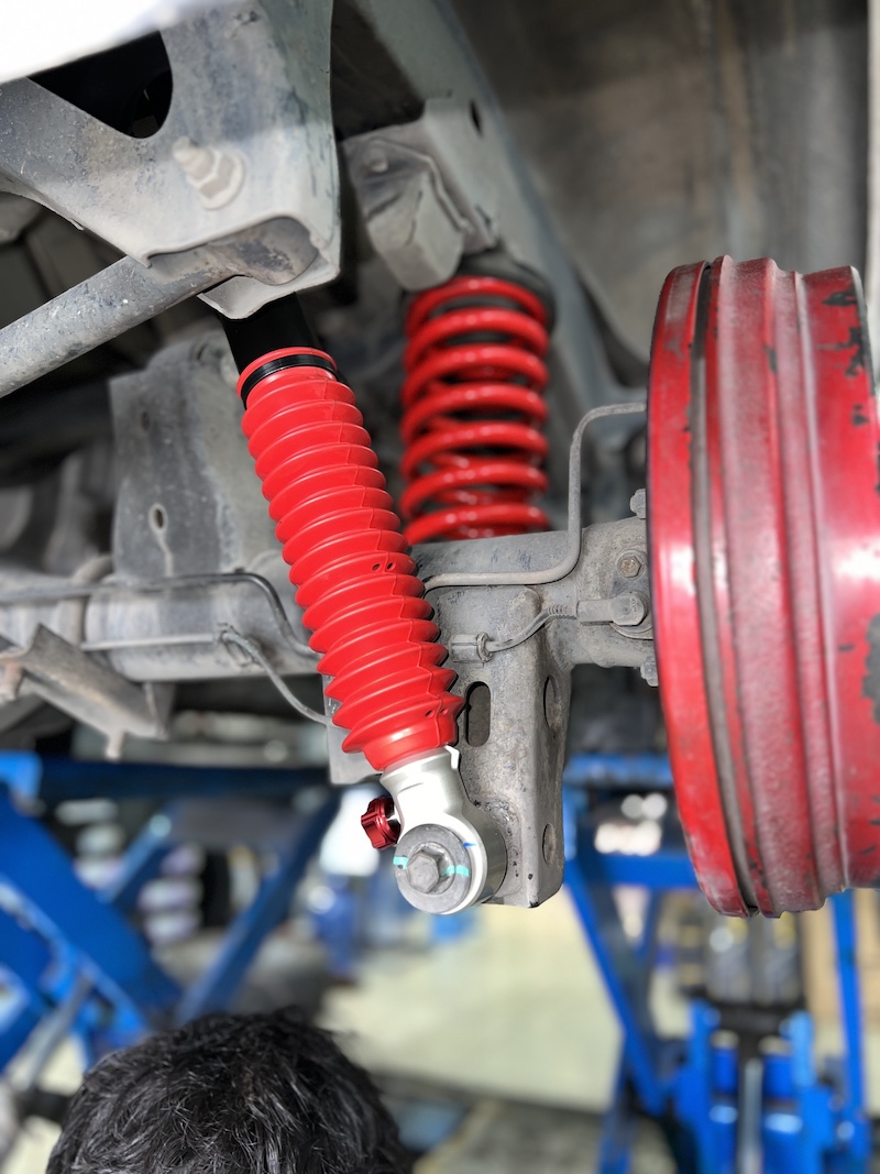 TOYOTA FORTUNER 2012 อัพเกรดช่วงล่าง เน้นตัวท้อป ใช้งานประจำวันแทนชุดเดิมที่ใช้งานมานาน พร้อมอัพเกรดระบบเบรกนั้นอย่างดี งานนี้อัปเกรดชุดใหญ่ เน้น Performance & Safety! โช้คอัพ YSS Z-SERIES (FULL SET): โช้คอัพ Monotube ตัวท็อป ปรับ Rebound ได้ 30 ระดับ มอบฟีลลิ่ง "นิ่ง นุ่ม หนึบ" ให้รถเกาะถนนในทุกย่านความเร็ว สปริง YSS PERFORMANCE: ออกแบบมาเพื่อทำงานร่วมกับ Z-Series โดยเฉพาะ ช่วย บาลานซ์น้ำหนัก และลดอาการโคลงเคลง จานเบรก TRW XPS (อัปเกรด): จานเบรกเซาะร่องคุณภาพสูง ทนความร้อน และช่วยระบายฝุ่น/ก๊าซจากการเบรก ผ้าเบรก NEXZTER PRO SPEC: ผ้าเบรกเกรดสปอร์ต ทนความร้อนสูง ให้แรงเบรกที่มั่นคงและสม่ำเสมอ สิ่งที่จะได้รับหลังจากติดตั้ง: สมรรถนะระดับพรีเมียม: ช่วงล่างและเบรกที่ทำงานร่วมกันอย่างสมบูรณ์แบบ ปลอดภัยกว่าเดิมหลายเท่าตัว การควบคุมที่แม่นยำ: เข้าโค้งมั่นใจ ลดอาการโคลงเคลง แม้ขับด้วยความเร็วสูง จบครบในที่เดียว: ติดตั้ง Setup และตั้งศูนย์โดยทีมช่างผู้เชี่ยวชาญ เหมาะสำหรับใคร? เจ้าของ Fortuner ที่ต้องการ Performance สูงสุดในการขับขี่ ผู้ที่เน้นความปลอดภัยและต้องการช่วงล่างที่พร้อมลุยทุกสภาพถนน อัปเกรดรถคุณให้เหนือกว่าใคร ด้วยบริการติดตั้งชุดใหญ่จาก #ยางเจริญรุ่งเรือง สอบถามข้อมูลเพิ่มเติม หรือนัดหมายเข้ารับบริการ ️ : 08-6569-1915 ️ : 08-6544-5963 Line id : @88rw Location : https://goo.gl/maps/HrNUAZXPN94KvxZ98 Facebook : https://www.facebook.com/88rwtire #Toyota #Fortuner #YSS #ZSeries #Nexzter #TRW #โช้คอัพ #เบรก #ช่วงล่าง #ยางเจริญรุ่งเรือง #นนทบุรี #งามวงศ์วาน TOYOTA FORTUNER 2012 อัพเกรดช่วงล่าง เน้นตัวท้อป ใช้งานประจำวันแทนชุดเดิมที่ใช้งานมานาน พร้อมอัพเกรดระบบเบรกนั้นอย่างดี งานนี้อัปเกรดชุดใหญ่ เน้น Performance & Safety! โช้คอัพ YSS Z-SERIES (FULL SET): โช้คอัพ Monotube ตัวท็อป ปรับ Rebound ได้ 30 ระดับ มอบฟีลลิ่ง "นิ่ง นุ่ม หนึบ" ให้รถเกาะถนนในทุกย่านความเร็ว สปริง YSS PERFORMANCE: ออกแบบมาเพื่อทำงานร่วมกับ Z-Series โดยเฉพาะ ช่วย บาลานซ์น้ำหนัก และลดอาการโคลงเคลง จานเบรก TRW XPS (อัปเกรด): จานเบรกเซาะร่องคุณภาพสูง ทนความร้อน และช่วยระบายฝุ่น/ก๊าซจากการเบรก ผ้าเบรก NEXZTER PRO SPEC: ผ้าเบรกเกรดสปอร์ต ทนความร้อนสูง ให้แรงเบรกที่มั่นคงและสม่ำเสมอ สิ่งที่จะได้รับหลังจากติดตั้ง: สมรรถนะระดับพรีเมียม: ช่วงล่างและเบรกที่ทำงานร่วมกันอย่างสมบูรณ์แบบ ปลอดภัยกว่าเดิมหลายเท่าตัว การควบคุมที่แม่นยำ: เข้าโค้งมั่นใจ ลดอาการโคลงเคลง แม้ขับด้วยความเร็วสูง จบครบในที่เดียว: ติดตั้ง Setup และตั้งศูนย์โดยทีมช่างผู้เชี่ยวชาญ เหมาะสำหรับใคร? เจ้าของ Fortuner ที่ต้องการ Performance สูงสุดในการขับขี่ ผู้ที่เน้นความปลอดภัยและต้องการช่วงล่างที่พร้อมลุยทุกสภาพถนน อัปเกรดรถคุณให้เหนือกว่าใคร ด้วยบริการติดตั้งชุดใหญ่จาก #ยางเจริญรุ่งเรือง สอบถามข้อมูลเพิ่มเติม หรือนัดหมายเข้ารับบริการ ️ : 08-6569-1915 ️ : 08-6544-5963 Line id : @88rw Location : https://goo.gl/maps/HrNUAZXPN94KvxZ98 Facebook : https://www.facebook.com/88rwtire #Toyota #Fortuner #YSS #ZSeries #Nexzter #TRW #โช้คอัพ #เบรก #ช่วงล่าง #ยางเจริญรุ่งเรือง #นนทบุรี #งามวงศ์วาน