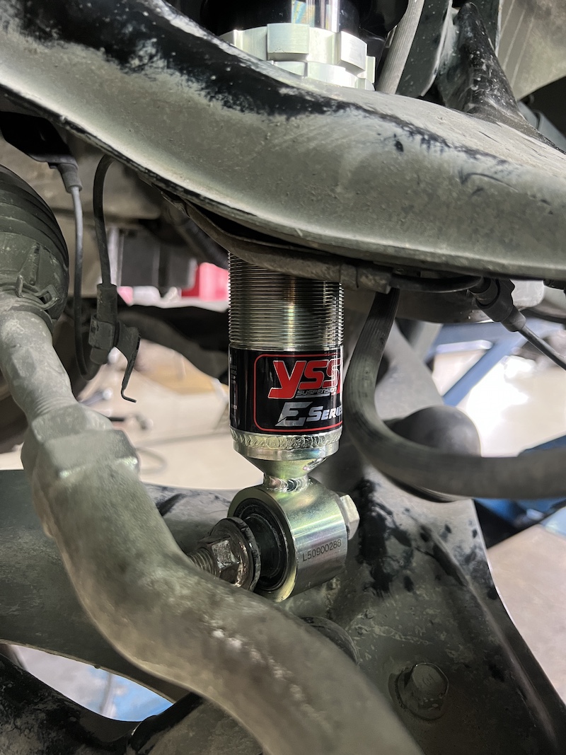 Mitsubishi Pajero หนึบ...ขับสบายกว่าเดิม!   เจ้าของรถอเนกประสงค์ Mitsubishi Pajero ท่านไหนที่กำลังมองหาโช้คอัพที่ครบเครื่องทั้งในเรื่อง ความหนึบและความนุ่มนวล  เราขอแนะนำตัวช่วยที่จะเปลี่ยนฟีลลิ่งรถของคุณให้ดีกว่าเดิมอย่างเห็นได้ชัด! อัปเกรดด้วยโช้คอัพ YSS E-Series พร้อมบริการติดตั้งและตั้งศูนย์  สิ่งที่ลูกค้าจะได้รับหลังจากติดตั้ง:  + ฟีลลิ่งขับขี่ที่สมดุล: ด้วยระบบ Twin-Tube และเทคโนโลยี VVSC ที่ช่วยให้รถนุ่มนวลเมื่อขับช้า และหนึบแน่นเมื่อขับเร็ว + ควบคุมได้ดั่งใจ: ลดอาการโคลงและโยนของตัวรถ ทำให้เข้าโค้งมั่นใจกว่าเดิม + ทนทานสุดๆ: ด้วยระบบ Monotube และวัสดุคุณภาพสูง ทำให้โช้คอัพทำงานได้อย่างเต็มประสิทธิภาพ + จบทุกปัญหาช่วงล่าง: ติดตั้งโดยทีมช่างผู้เชี่ยวชาญ พร้อมบริการตั้งศูนย์ด้วยเครื่องมือที่ทันสมัยที่สุด  เหมาะสำหรับใคร? + เจ้าของ Pajero ที่เน้นการขับขี่ในชีวิตประจำวันและเดินทางไกล + ผู้ที่ต้องการอัปเกรดช่วงล่างให้ขับสบายขึ้นและมั่นใจกว่าเดิม   สำหรับเจ้าของ Pajero ที่อยากเปลี่ยนฟีลลิ่งการขับขี่ YSS E-Series คือคำตอบที่คุ้มค่า!   สอบถามข้อมูลเพิ่มเติม หรือนัดหมายเข้ารับบริการ ️ : 08-6569-1915 ️ : 08-6544-5963  Line id : @88rw  Location : https://goo.gl/maps/HrNUAZXPN94KvxZ98  Facebook : https://www.facebook.com/88rwtire  #Mitsubishi #Pajero #YSS #YSSSuspension #ESeries #โช้คอัพ #ช่วงล่าง #ยางเจริญรุ่งเรือง #นนทบุรี #งามวงศ์วาน #ยางรถยนต์นนทบุรี #ช่วงล่างรถยนต์ #โช้คอัพรถยนต์