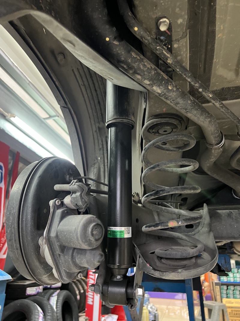 Honda CRV Gen3 | โช้คอัพ Tein EnduraPro Basic | คืนความหนึบแน่น มั่นใจทุกโค้ง - ยางเจริญรุ่งเรือง นนทบุรี Honda CRV Gen3 คันนี้...อัปเกรดความหนึบ คืนความมั่นใจ! ใครใช้ Honda CRV Gen3 แล้วรู้สึกว่ารถเริ่มยวบยาบ โยนตัวมาก หรือไม่มั่นใจเมื่อเข้าโค้ง... ถึงเวลาเปลี่ยนโช้คอัพใหม่ เพื่อการขับขี่ที่มั่นใจและสบายกว่าที่เคย! เราขอแนะนำชุดอัปเกรดโช้คอัพที่ครบจบในชุดเดียว! ติดตั้งโช้คอัพ Tein EnduraPro Basic พร้อมอะไหล่ส่วนควบใหม่ครบชุด สิ่งที่จะได้รับหลังจากติดตั้ง: ฟีลลิ่งหนึบแน่นสไตล์ญี่ปุ่น: โช้คอัพ Tein EnduraPro Basic ให้ความหนึบแน่นที่เหนือกว่าโช้คเดิม แต่ยังคงความนุ่มนวลไว้ เทคโนโลยี H.B.S.: ช่วยดูดซับแรงกระแทกในจังหวะยุบตัวสุด ลดอาการกระดอนเมื่อเจอหลุมหรือคอสะพาน คุณภาพมาตรฐาน OEM: ผลิตจากวัสดุคุณภาพสูง ทนทาน และติดตั้งแทนของเดิมได้ทันที ไม่ต้องดัดแปลง ความมั่นคงที่เพิ่มขึ้น: รถทรงตัวได้นิ่งขึ้น เข้าโค้งมั่นใจ ลดอาการโคลงเคลงของรถ SUV เหมาะสำหรับใคร? เจ้าของ CRV Gen3 ที่ต้องการความหนึบและมั่นคงในการขับขี่ประจำวัน ผู้ที่ต้องการอัปเกรดความทนทานและความปลอดภัยของช่วงล่าง โดยไม่ต้องการโหลดเตี้ย สำหรับเจ้าของ CRV ที่อยากได้ฟีลลิ่งขับขี่ที่มั่นใจกว่าเดิม Tein EnduraPro Basic คือคำตอบ! สอบถามข้อมูลเพิ่มเติม หรือนัดหมายเข้ารับบริการ ️ : 08-6569-1915 ️ : 08-6544-5963 Line id : @88rw Location : https://goo.gl/maps/HrNUAZXPN94KvxZ98 Facebook : https://www.facebook.com/88rwtire #Honda #CRV #CRVGen3 #Tein #EnduraPro #โช้คอัพ #ช่วงล่าง #ยางเจริญรุ่งเรือง #นนทบุรี #งามวงศ์วาน #ตั้งศูนย์ #อะไหล่ช่วงล่าง Honda CRV Gen3 | โช้คอัพ Tein EnduraPro Basic | คืนความหนึบแน่น มั่นใจทุกโค้ง - ยางเจริญรุ่งเรือง นนทบุรี Honda CRV Gen3 คันนี้...อัปเกรดความหนึบ คืนความมั่นใจ! ใครใช้ Honda CRV Gen3 แล้วรู้สึกว่ารถเริ่มยวบยาบ โยนตัวมาก หรือไม่มั่นใจเมื่อเข้าโค้ง... ถึงเวลาเปลี่ยนโช้คอัพใหม่ เพื่อการขับขี่ที่มั่นใจและสบายกว่าที่เคย! เราขอแนะนำชุดอัปเกรดโช้คอัพที่ครบจบในชุดเดียว! ติดตั้งโช้คอัพ Tein EnduraPro Basic พร้อมอะไหล่ส่วนควบใหม่ครบชุด สิ่งที่จะได้รับหลังจากติดตั้ง: ฟีลลิ่งหนึบแน่นสไตล์ญี่ปุ่น: โช้คอัพ Tein EnduraPro Basic ให้ความหนึบแน่นที่เหนือกว่าโช้คเดิม แต่ยังคงความนุ่มนวลไว้ เทคโนโลยี H.B.S.: ช่วยดูดซับแรงกระแทกในจังหวะยุบตัวสุด ลดอาการกระดอนเมื่อเจอหลุมหรือคอสะพาน คุณภาพมาตรฐาน OEM: ผลิตจากวัสดุคุณภาพสูง ทนทาน และติดตั้งแทนของเดิมได้ทันที ไม่ต้องดัดแปลง ความมั่นคงที่เพิ่มขึ้น: รถทรงตัวได้นิ่งขึ้น เข้าโค้งมั่นใจ ลดอาการโคลงเคลงของรถ SUV เหมาะสำหรับใคร? เจ้าของ CRV Gen3 ที่ต้องการความหนึบและมั่นคงในการขับขี่ประจำวัน ผู้ที่ต้องการอัปเกรดความทนทานและความปลอดภัยของช่วงล่าง โดยไม่ต้องการโหลดเตี้ย สำหรับเจ้าของ CRV ที่อยากได้ฟีลลิ่งขับขี่ที่มั่นใจกว่าเดิม Tein EnduraPro Basic คือคำตอบ! สอบถามข้อมูลเพิ่มเติม หรือนัดหมายเข้ารับบริการ ️ : 08-6569-1915 ️ : 08-6544-5963 Line id : @88rw Location : https://goo.gl/maps/HrNUAZXPN94KvxZ98 Facebook : https://www.facebook.com/88rwtire #Honda #CRV #CRVGen3 #Tein #EnduraPro #โช้คอัพ #ช่วงล่าง #ยางเจริญรุ่งเรือง #นนทบุรี #งามวงศ์วาน #ตั้งศูนย์ #อะไหล่ช่วงล่าง