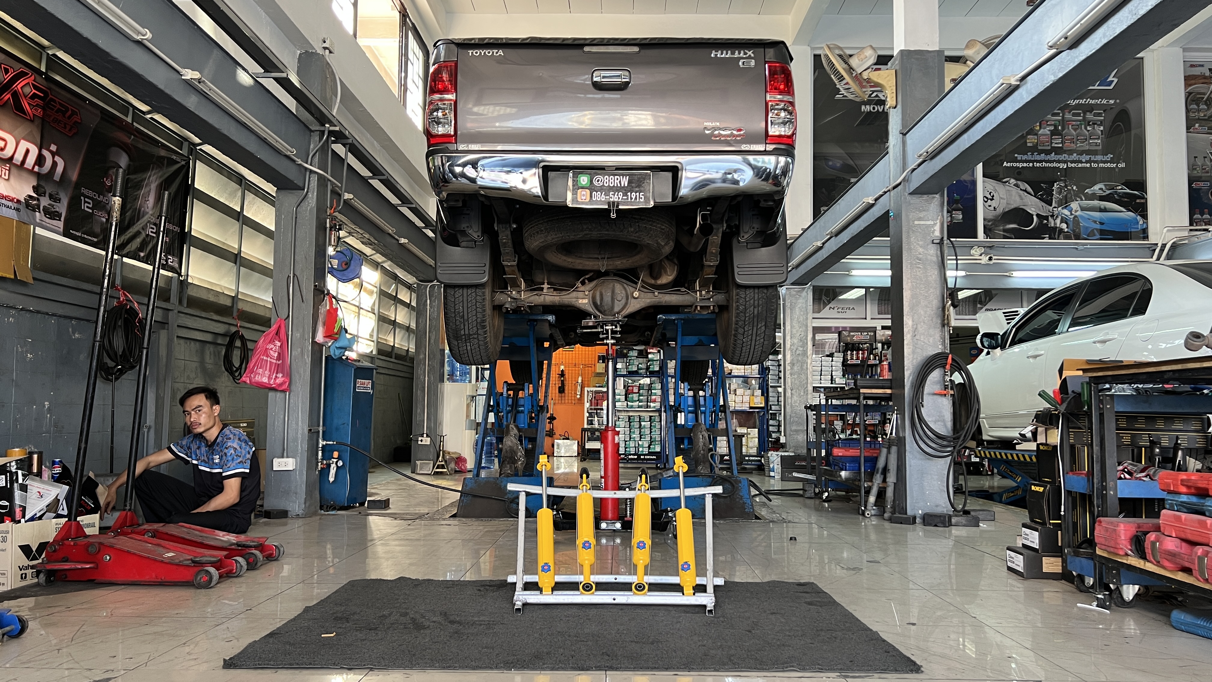 ติดตั้งโช้คอัพ Profender PAG4 ปรับ 4 ระดับ สำหรับ Toyota Vigo Champ Prerunner ที่ร้านยางเจริญรุ่งเรือง นนทบุรี ติดตั้งโช้คอัพ Profender PAG4 ปรับ 4 ระดับ สำหรับ Toyota Vigo Champ Prerunner ที่ร้านยางเจริญรุ่งเรือง นนทบุรี