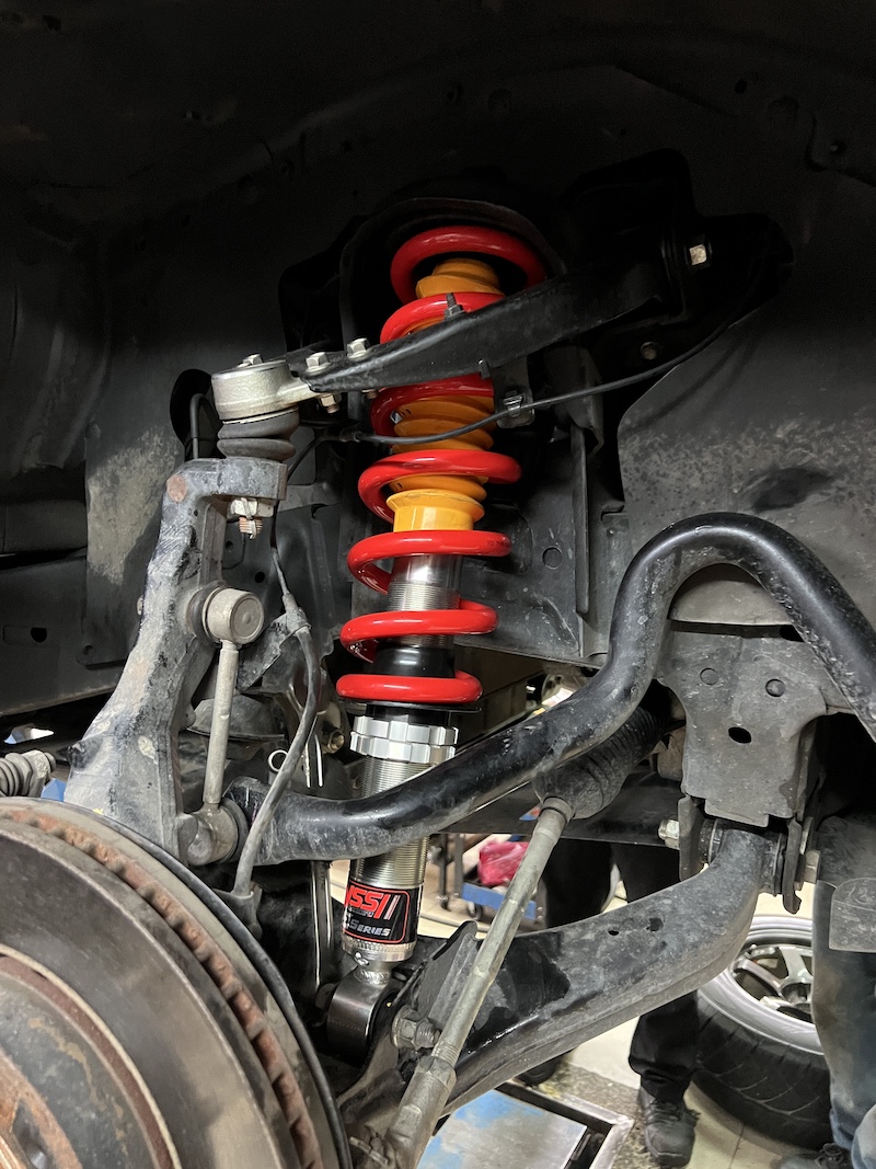 Isuzu MU-X 2023 | โช้คอัพ YSS E-Series + สปริง YSS โหลด 1.5/2 นิ้ว | หนึบ ขับสบาย สวยลงตัว - ยางเจริญรุ่งเรือง MU-X 2023 คันนี้...หล่อลงตัว! โหลดเตี้ย สวย หนึบ ขับสบาย! ใครใช้ Isuzu MU-X ปี 2023 แล้วอยากได้ฟีลลิ่งการขับขี่ที่ หนึบแน่น ไม่โคลงเคลง พร้อม จัดทรงรถให้สวยงามลงตัว... ถึงเวลาเปลี่ยนมาใช้ชุดอัปเกรดที่ครบจบในที่เดียวแล้วครับ! ติดตั้งชุดโช้คอัพ YSS E-Series พร้อมสปริง YSS Performance (สเปคโหลด) โหลดหน้า 1.5 นิ้ว / โหลดหลัง 2 นิ้ว (ความสูงที่ลงตัว) สิ่งที่จะได้รับหลังจากติดตั้ง: หล่อลงตัว: จัดทรงรถ SUV ให้สวยงาม สปอร์ต และลงตัว หนึบ...ขับสบาย: โช้คอัพ YSS E-Series (Monotube) พร้อมเทคโนโลยี VVSC ช่วยให้รถนุ่มนวลและหนึบแน่นเมื่อใช้ความเร็ว ลดอาการโคลงเคลง: สปริง YSS Performance ออกแบบมาเพื่อบาลานซ์น้ำหนักและลดอาการโยนตัวของรถได้อย่างมีประสิทธิภาพ จบครบในที่เดียว: ติดตั้ง Setup และตั้งศูนย์โดยทีมช่างผู้เชี่ยวชาญ เหมาะสำหรับใคร? เจ้าของ MU-X ที่ต้องการ ความสวยงามจากการโหลดเตี้ย แต่ยังคงใช้งานในชีวิตประจำวันได้อย่างสบาย ผู้ที่ต้องการยกระดับ Performance ให้ดีกว่าโช้คเดิมติดรถ เปลี่ยนรถคุณให้หล่อลงตัวและขับสนุกกว่าเดิม! นัดหมายเข้ารับบริการได้เลยครับ สอบถามข้อมูลเพิ่มเติม หรือนัดหมายเข้ารับบริการ ️ : 08-6569-1915 ️ : 08-6544-5963 Line id : @88rw Location : https://goo.gl/maps/HrNUAZXPN94KvxZ98 Facebook : https://www.facebook.com/88rwtire #Isuzu #Mux #Mux2023 #YSS #YSSSuspension #ESeries #YSSPerformance #โหลดเตี้ย #โช้คอัพ #ช่วงล่าง #ยางเจริญรุ่งเรือง #นนทบุรี #งามวงศ์วาน #ตั้งศูนย์ Isuzu MU-X 2023 | โช้คอัพ YSS E-Series + สปริง YSS โหลด 1.5/2 นิ้ว | หนึบ ขับสบาย สวยลงตัว - ยางเจริญรุ่งเรือง MU-X 2023 คันนี้...หล่อลงตัว! โหลดเตี้ย สวย หนึบ ขับสบาย! ใครใช้ Isuzu MU-X ปี 2023 แล้วอยากได้ฟีลลิ่งการขับขี่ที่ หนึบแน่น ไม่โคลงเคลง พร้อม จัดทรงรถให้สวยงามลงตัว... ถึงเวลาเปลี่ยนมาใช้ชุดอัปเกรดที่ครบจบในที่เดียวแล้วครับ! ติดตั้งชุดโช้คอัพ YSS E-Series พร้อมสปริง YSS Performance (สเปคโหลด) โหลดหน้า 1.5 นิ้ว / โหลดหลัง 2 นิ้ว (ความสูงที่ลงตัว) สิ่งที่จะได้รับหลังจากติดตั้ง: หล่อลงตัว: จัดทรงรถ SUV ให้สวยงาม สปอร์ต และลงตัว หนึบ...ขับสบาย: โช้คอัพ YSS E-Series (Monotube) พร้อมเทคโนโลยี VVSC ช่วยให้รถนุ่มนวลและหนึบแน่นเมื่อใช้ความเร็ว ลดอาการโคลงเคลง: สปริง YSS Performance ออกแบบมาเพื่อบาลานซ์น้ำหนักและลดอาการโยนตัวของรถได้อย่างมีประสิทธิภาพ จบครบในที่เดียว: ติดตั้ง Setup และตั้งศูนย์โดยทีมช่างผู้เชี่ยวชาญ เหมาะสำหรับใคร? เจ้าของ MU-X ที่ต้องการ ความสวยงามจากการโหลดเตี้ย แต่ยังคงใช้งานในชีวิตประจำวันได้อย่างสบาย ผู้ที่ต้องการยกระดับ Performance ให้ดีกว่าโช้คเดิมติดรถ เปลี่ยนรถคุณให้หล่อลงตัวและขับสนุกกว่าเดิม! นัดหมายเข้ารับบริการได้เลยครับ สอบถามข้อมูลเพิ่มเติม หรือนัดหมายเข้ารับบริการ ️ : 08-6569-1915 ️ : 08-6544-5963 Line id : @88rw Location : https://goo.gl/maps/HrNUAZXPN94KvxZ98 Facebook : https://www.facebook.com/88rwtire #Isuzu #Mux #Mux2023 #YSS #YSSSuspension #ESeries #YSSPerformance #โหลดเตี้ย #โช้คอัพ #ช่วงล่าง #ยางเจริญรุ่งเรือง #นนทบุรี #งามวงศ์วาน #ตั้งศูนย์