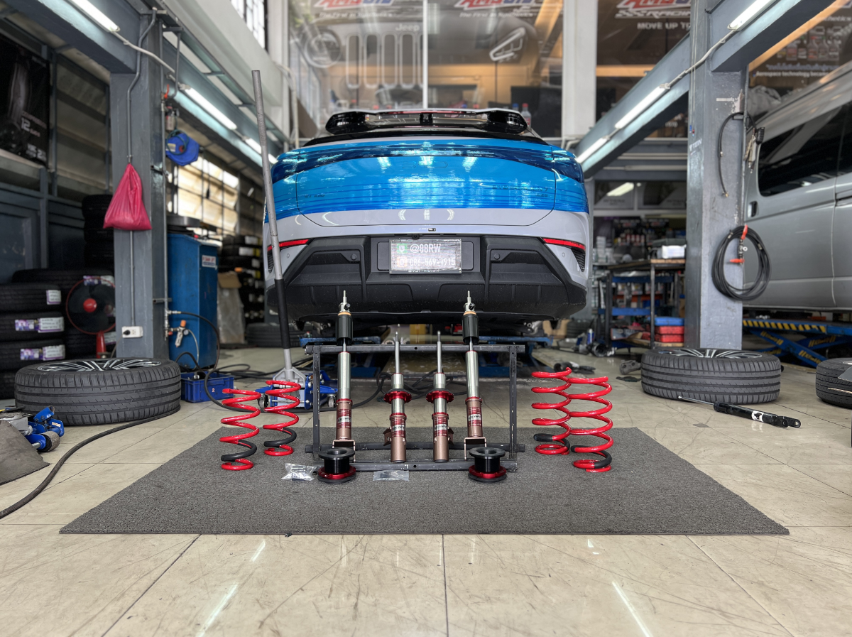 BYD Sealion 7 โคลงเคลง โยนย้วย อัพเกรด...ฟีลลิ่งใหม่! หนึบขึ้น มั่นใจขึ้น!   เจ้าของ BYD Sealion 7 ที่รู้สึกว่าช่วงล่างนุ่มนวลจนเกินไป เข้าโค้งแล้วมีอาการโคลงเคลง... ถึงเวลาอัปเกรดเพื่อความมั่นใจและความปลอดภัยที่มากกว่าเดิมแล้วครับ!  เราขอแนะนำชุดอัปเกรดที่จะเปลี่ยนประสบการณ์การขับขี่ของคุณอย่างชัดเจน ติดตั้งโช้คอัพ Profender Drift Series  สิ่งที่จะได้รับหลังจากติดตั้ง:  ช่วงล่างหนึบแน่นขึ้น: แก้ปัญหาอาการโคลงเคลงและโยนตัว ทำให้รถทรงตัวได้ดีขึ้นอย่างเห็นได้ชัด  ควบคุมรถได้มั่นใจ: เข้าโค้งได้แม่นยำและนิ่งขึ้น ไม่ว่าจะเป็นการขับในเมืองหรือเดินทางไกล  ปรับความนุ่มหนึบได้ 16 ระดับ: สามารถปรับฟีลลิ่งการขับขี่ให้เหมาะสมกับความชอบและสภาพถนนได้ตามต้องการ  ทนทานและคุ้มค่า: สามารถเปิดซ่อมบำรุงได้ตลอดอายุการใช้งาน  เหมาะสำหรับใคร?  เจ้าของ BYD Sealion 7 ที่ต้องการแก้ไขปัญหาช่วงล่างนุ่มเกินไป  ผู้ที่อยากได้ความมั่นคงและปลอดภัยในการขับขี่ที่มากขึ้น   เปลี่ยนฟีลลิ่งการขับขี่ของคุณให้ดีกว่าเดิมด้วย Profender Drift Series!   สอบถามข้อมูลเพิ่มเติม หรือนัดหมายเข้ารับบริการ ️ : 08-6569-1915 ️ : 08-6544-5963  Line id : @88rw  Location : https://goo.gl/maps/HrNUAZXPN94KvxZ98  Facebook : https://www.facebook.com/88rwtire  #BYD #Sealion7 #Profender #DriftSeries #โช้คอัพ #ช่วงล่าง #ยางเจริญรุ่งเรือง #นนทบุรี #งามวงศ์วาน