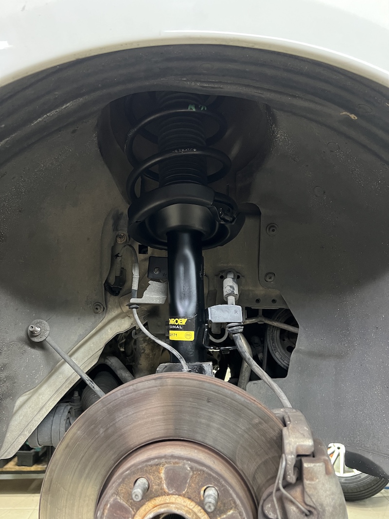 Ford Focus Mark3 | โช้คอัพ Monroe Original | คืนฟีลลิ่งเดิม นุ่มนวล มั่นใจ - ยางเจริญรุ่งเรือง นนทบุรี Ford Focus Mark3 คันนี้...คืนความสมบูรณ์ให้ช่วงล่าง! ใครใช้ Ford Focus Mark3 (ปี 2014) แล้วรู้สึกว่ารถเริ่มกระด้าง โยนตัว หรือโช้คอัพเดิมถึงเวลาต้องเปลี่ยนแล้ว... ถึงเวลาคืนฟีลลิ่งการขับขี่ที่มั่นใจและปลอดภัยให้กับ Focus ของคุณแล้วครับ! เราขอแนะนำชุดอัปเกรดที่ครบจบในชุดเดียว! ติดตั้งโช้คอัพ Monroe Original พร้อมอะไหล่ส่วนควบใหม่ครบชุด สิ่งที่จะได้รับหลังจากติดตั้ง: ฟีลลิ่งใกล้เคียงของเดิม: โช้คอัพ Monroe Original ออกแบบมาเพื่อ คืนสมรรถนะให้ใกล้เคียงโช้ค OEM แต่มีความทนทานที่วางใจได้ ความนุ่มนวลและมั่นคง: ช่วยซับแรงกระแทกได้ดี ทำให้รถทรงตัวได้นิ่งขึ้นในการขับขี่ประจำวัน ทนทานคุ้มค่า: โช้คอัพคุณภาพสูง ทนทานต่อการใช้งาน และยืดอายุการใช้งานของช่วงล่าง จบครบทุกปัญหา: ติดตั้งโดยทีมช่างผู้เชี่ยวชาญ พร้อมบริการตั้งศูนย์ด้วยเครื่องมือที่ทันสมัยที่สุด เหมาะสำหรับใคร? เจ้าของ Ford Focus ที่ต้องการ เปลี่ยนโช้คอัพทดแทนของเดิม ที่เสื่อมสภาพ ผู้ที่ต้องการคืนความมั่นใจในการขับขี่ โดยเน้นความนุ่มนวลและความปลอดภัยเป็นหลัก สำหรับเจ้าของ Focus ที่อยากให้รถกลับมาขับสบายเหมือนเดิม Monroe Original คือคำตอบ! สอบถามข้อมูลเพิ่มเติม หรือนัดหมายเข้ารับบริการ ️ : 08-6569-1915 ️ : 08-6544-5963 Line id : @88rw Location : https://goo.gl/maps/HrNUAZXPN98KvxZ98 Facebook : https://www.facebook.com/88rwtire #Ford #Focus #FocusMark3 #Monroe #MonroeOriginal #โช้คอัพ #ช่วงล่าง #ยางเจริญรุ่งเรือง #นนทบุรี #งามวงศ์วาน #ตั้งศูนย์ #อะไหล่ช่วงล่าง Ford Focus Mark3 | โช้คอัพ Monroe Original | คืนฟีลลิ่งเดิม นุ่มนวล มั่นใจ - ยางเจริญรุ่งเรือง นนทบุรี Ford Focus Mark3 คันนี้...คืนความสมบูรณ์ให้ช่วงล่าง! ใครใช้ Ford Focus Mark3 (ปี 2014) แล้วรู้สึกว่ารถเริ่มกระด้าง โยนตัว หรือโช้คอัพเดิมถึงเวลาต้องเปลี่ยนแล้ว... ถึงเวลาคืนฟีลลิ่งการขับขี่ที่มั่นใจและปลอดภัยให้กับ Focus ของคุณแล้วครับ! เราขอแนะนำชุดอัปเกรดที่ครบจบในชุดเดียว! ติดตั้งโช้คอัพ Monroe Original พร้อมอะไหล่ส่วนควบใหม่ครบชุด สิ่งที่จะได้รับหลังจากติดตั้ง: ฟีลลิ่งใกล้เคียงของเดิม: โช้คอัพ Monroe Original ออกแบบมาเพื่อ คืนสมรรถนะให้ใกล้เคียงโช้ค OEM แต่มีความทนทานที่วางใจได้ ความนุ่มนวลและมั่นคง: ช่วยซับแรงกระแทกได้ดี ทำให้รถทรงตัวได้นิ่งขึ้นในการขับขี่ประจำวัน ทนทานคุ้มค่า: โช้คอัพคุณภาพสูง ทนทานต่อการใช้งาน และยืดอายุการใช้งานของช่วงล่าง จบครบทุกปัญหา: ติดตั้งโดยทีมช่างผู้เชี่ยวชาญ พร้อมบริการตั้งศูนย์ด้วยเครื่องมือที่ทันสมัยที่สุด เหมาะสำหรับใคร? เจ้าของ Ford Focus ที่ต้องการ เปลี่ยนโช้คอัพทดแทนของเดิม ที่เสื่อมสภาพ ผู้ที่ต้องการคืนความมั่นใจในการขับขี่ โดยเน้นความนุ่มนวลและความปลอดภัยเป็นหลัก สำหรับเจ้าของ Focus ที่อยากให้รถกลับมาขับสบายเหมือนเดิม Monroe Original คือคำตอบ! สอบถามข้อมูลเพิ่มเติม หรือนัดหมายเข้ารับบริการ ️ : 08-6569-1915 ️ : 08-6544-5963 Line id : @88rw Location : https://goo.gl/maps/HrNUAZXPN98KvxZ98 Facebook : https://www.facebook.com/88rwtire #Ford #Focus #FocusMark3 #Monroe #MonroeOriginal #โช้คอัพ #ช่วงล่าง #ยางเจริญรุ่งเรือง #นนทบุรี #งามวงศ์วาน #ตั้งศูนย์ #อะไหล่ช่วงล่าง