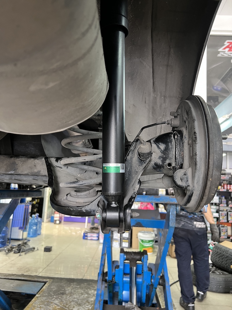 City 2014+ ซ่อมบำรุงชุดใหญ ใช้งานประจำวัน ถึงเวลาจบทุกปัญหาช่วงล่างด้วยชุดอัปเกรดที่ครบถ้วน ใช้งานแบบหวังผล! เราจัดเต็มชุดฟื้นฟูช่วงล่างระดับพรีเมียม! โช้คอัพ Tein EnduraPro Basic: คืนความหนึบแน่นสไตล์ญี่ปุ่น พร้อมเทคโนโลยี H.B.S. ที่ช่วยซับแรงกระแทกจากหลุมบ่อ แร็คพวงมาลัย AARON (ทั้งเส้น): แก้ปัญหาเสียงดังกุกกักและอาการหลวมของพวงมาลัย ให้การบังคับเลี้ยวกลับมาแม่นยำ ปีกนกล่างแท้ + ลูกหมาก 555 ญี่ปุ่น: ใช้ปีกนกล่างแท้ พร้อมอัปเกรดลูกหมากกันโคลงหน้าด้วย ตอง 5 ญี่ปุ่นแท้ เพื่อความทนทานและความแม่นยำขั้นสูงสุด สิ่งที่จะได้รับหลังจากติดตั้ง: พวงมาลัยนิ่งสนิท: หายขาดจากอาการหลวม, เสียงดัง และอาการสั่นสะท้านที่พวงมาลัย ช่วงล่างหนึบ มั่นคง: เข้าโค้งมั่นใจ ไม่โคลงเคลง พร้อมการซับแรงกระแทกที่ดีขึ้น อะไหล่คุณภาพ OEM: มั่นใจในความทนทานและอายุการใช้งานที่ยาวนาน เหมาะสำหรับใคร? เจ้าของ City ที่ต้องการฟื้นฟูช่วงล่างให้กลับมาสมบูรณ์แบบ 100% ผู้ที่ต้องการความปลอดภัยและความมั่นคงในการขับขี่ระยะยาว อย่าปล่อยให้รถที่คุณรักมีปัญหา! แวะมาตรวจเช็กกับผู้เชี่ยวชาญวันนี้ครับ สอบถามข้อมูลเพิ่มเติม หรือนัดหมายเข้ารับบริการ ️ : 08-6569-1915 ️ : 08-6544-5963 Line id : @88rw Location : https://goo.gl/maps/HrNUAZXPN94KvxZ98 Facebook : https://www.facebook.com/88rwtire #Honda #City #Tein #EnduraPro #แร็คพวงมาลัย #ลูกหมาก #555 #ช่วงล่าง #ยางเจริญรุ่งเรือง #นนทบุรี #งามวงศ์วาน City 2014+ ซ่อมบำรุงชุดใหญ ใช้งานประจำวัน ถึงเวลาจบทุกปัญหาช่วงล่างด้วยชุดอัปเกรดที่ครบถ้วน ใช้งานแบบหวังผล! เราจัดเต็มชุดฟื้นฟูช่วงล่างระดับพรีเมียม! โช้คอัพ Tein EnduraPro Basic: คืนความหนึบแน่นสไตล์ญี่ปุ่น พร้อมเทคโนโลยี H.B.S. ที่ช่วยซับแรงกระแทกจากหลุมบ่อ แร็คพวงมาลัย AARON (ทั้งเส้น): แก้ปัญหาเสียงดังกุกกักและอาการหลวมของพวงมาลัย ให้การบังคับเลี้ยวกลับมาแม่นยำ ปีกนกล่างแท้ + ลูกหมาก 555 ญี่ปุ่น: ใช้ปีกนกล่างแท้ พร้อมอัปเกรดลูกหมากกันโคลงหน้าด้วย ตอง 5 ญี่ปุ่นแท้ เพื่อความทนทานและความแม่นยำขั้นสูงสุด สิ่งที่จะได้รับหลังจากติดตั้ง: พวงมาลัยนิ่งสนิท: หายขาดจากอาการหลวม, เสียงดัง และอาการสั่นสะท้านที่พวงมาลัย ช่วงล่างหนึบ มั่นคง: เข้าโค้งมั่นใจ ไม่โคลงเคลง พร้อมการซับแรงกระแทกที่ดีขึ้น อะไหล่คุณภาพ OEM: มั่นใจในความทนทานและอายุการใช้งานที่ยาวนาน เหมาะสำหรับใคร? เจ้าของ City ที่ต้องการฟื้นฟูช่วงล่างให้กลับมาสมบูรณ์แบบ 100% ผู้ที่ต้องการความปลอดภัยและความมั่นคงในการขับขี่ระยะยาว อย่าปล่อยให้รถที่คุณรักมีปัญหา! แวะมาตรวจเช็กกับผู้เชี่ยวชาญวันนี้ครับ สอบถามข้อมูลเพิ่มเติม หรือนัดหมายเข้ารับบริการ ️ : 08-6569-1915 ️ : 08-6544-5963 Line id : @88rw Location : https://goo.gl/maps/HrNUAZXPN94KvxZ98 Facebook : https://www.facebook.com/88rwtire #Honda #City #Tein #EnduraPro #แร็คพวงมาลัย #ลูกหมาก #555 #ช่วงล่าง #ยางเจริญรุ่งเรือง #นนทบุรี #งามวงศ์วาน