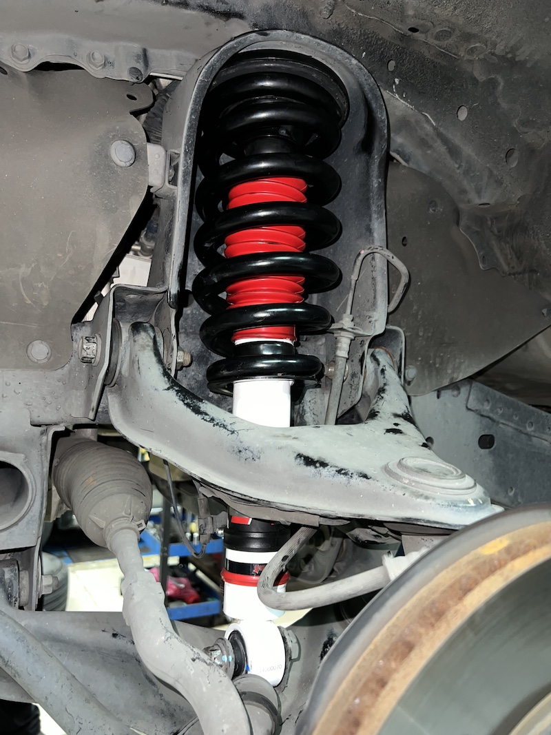 ติดตั้งโช้คอัพ YSS DTG Plus ปรับ 7 ระดับ สำหรับ Mitsubishi Pajero คืนความหนึบแน่น ที่ร้านยางเจริญรุ่งเรือง นนทบุรี