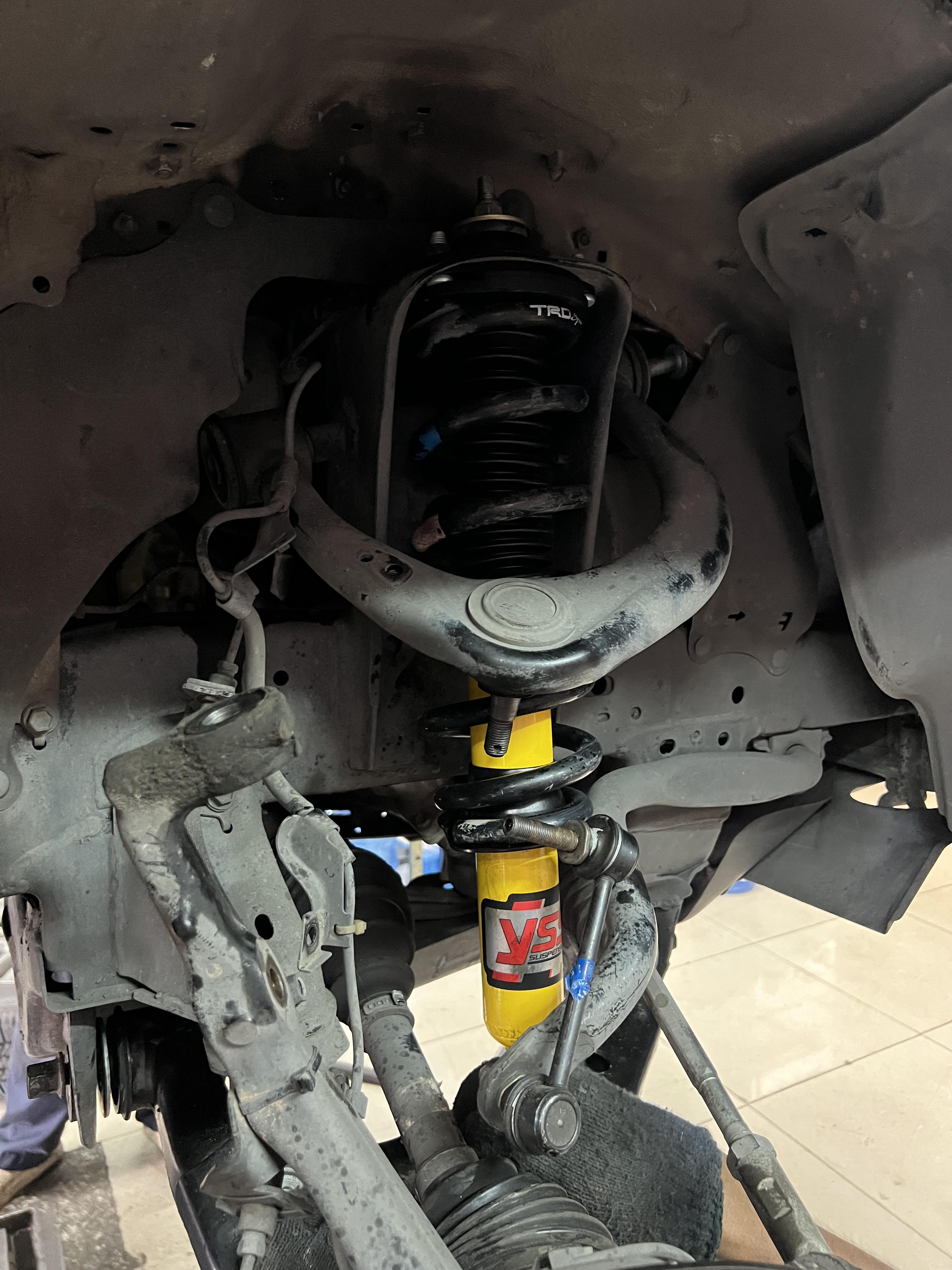 เปลี่ยนโช้คอัพ YSS DTG พร้อมปีกนกบน ลูกหมากปีกนกล่าง และบู้ชปีกนกล่าง สำหรับ Toyota Fortuner Champ ระยะ 300,000 กม. ที่ร้านยางเจริญรุ่งเรือง นนทบุรี ฟื้นฟูช่วงล่างทั้งระบบ พร้อมตั้งศูนย์ Hunter 3D เปลี่ยนโช้คอัพ YSS DTG พร้อมปีกนกบน ลูกหมากปีกนกล่าง และบู้ชปีกนกล่าง สำหรับ Toyota Fortuner Champ ระยะ 300,000 กม. ที่ร้านยางเจริญรุ่งเรือง นนทบุรี ฟื้นฟูช่วงล่างทั้งระบบ พร้อมตั้งศูนย์ Hunter 3D