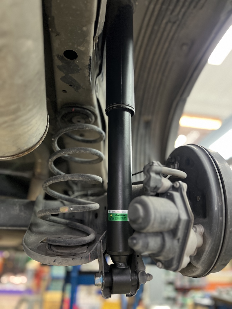 Honda CRV Gen3 | โช้คอัพ Tein EnduraPro Basic | คืนความหนึบแน่น มั่นใจทุกโค้ง - ยางเจริญรุ่งเรือง นนทบุรี Honda CRV Gen3 คันนี้...อัปเกรดความหนึบ คืนความมั่นใจ! ใครใช้ Honda CRV Gen3 แล้วรู้สึกว่ารถเริ่มยวบยาบ โยนตัวมาก หรือไม่มั่นใจเมื่อเข้าโค้ง... ถึงเวลาเปลี่ยนโช้คอัพใหม่ เพื่อการขับขี่ที่มั่นใจและสบายกว่าที่เคย! เราขอแนะนำชุดอัปเกรดโช้คอัพที่ครบจบในชุดเดียว! ติดตั้งโช้คอัพ Tein EnduraPro Basic พร้อมอะไหล่ส่วนควบใหม่ครบชุด สิ่งที่จะได้รับหลังจากติดตั้ง: ฟีลลิ่งหนึบแน่นสไตล์ญี่ปุ่น: โช้คอัพ Tein EnduraPro Basic ให้ความหนึบแน่นที่เหนือกว่าโช้คเดิม แต่ยังคงความนุ่มนวลไว้ เทคโนโลยี H.B.S.: ช่วยดูดซับแรงกระแทกในจังหวะยุบตัวสุด ลดอาการกระดอนเมื่อเจอหลุมหรือคอสะพาน คุณภาพมาตรฐาน OEM: ผลิตจากวัสดุคุณภาพสูง ทนทาน และติดตั้งแทนของเดิมได้ทันที ไม่ต้องดัดแปลง ความมั่นคงที่เพิ่มขึ้น: รถทรงตัวได้นิ่งขึ้น เข้าโค้งมั่นใจ ลดอาการโคลงเคลงของรถ SUV เหมาะสำหรับใคร? เจ้าของ CRV Gen3 ที่ต้องการความหนึบและมั่นคงในการขับขี่ประจำวัน ผู้ที่ต้องการอัปเกรดความทนทานและความปลอดภัยของช่วงล่าง โดยไม่ต้องการโหลดเตี้ย สำหรับเจ้าของ CRV ที่อยากได้ฟีลลิ่งขับขี่ที่มั่นใจกว่าเดิม Tein EnduraPro Basic คือคำตอบ! สอบถามข้อมูลเพิ่มเติม หรือนัดหมายเข้ารับบริการ ️ : 08-6569-1915 ️ : 08-6544-5963 Line id : @88rw Location : https://goo.gl/maps/HrNUAZXPN94KvxZ98 Facebook : https://www.facebook.com/88rwtire #Honda #CRV #CRVGen3 #Tein #EnduraPro #โช้คอัพ #ช่วงล่าง #ยางเจริญรุ่งเรือง #นนทบุรี #งามวงศ์วาน #ตั้งศูนย์ #อะไหล่ช่วงล่าง Honda CRV Gen3 | โช้คอัพ Tein EnduraPro Basic | คืนความหนึบแน่น มั่นใจทุกโค้ง - ยางเจริญรุ่งเรือง นนทบุรี Honda CRV Gen3 คันนี้...อัปเกรดความหนึบ คืนความมั่นใจ! ใครใช้ Honda CRV Gen3 แล้วรู้สึกว่ารถเริ่มยวบยาบ โยนตัวมาก หรือไม่มั่นใจเมื่อเข้าโค้ง... ถึงเวลาเปลี่ยนโช้คอัพใหม่ เพื่อการขับขี่ที่มั่นใจและสบายกว่าที่เคย! เราขอแนะนำชุดอัปเกรดโช้คอัพที่ครบจบในชุดเดียว! ติดตั้งโช้คอัพ Tein EnduraPro Basic พร้อมอะไหล่ส่วนควบใหม่ครบชุด สิ่งที่จะได้รับหลังจากติดตั้ง: ฟีลลิ่งหนึบแน่นสไตล์ญี่ปุ่น: โช้คอัพ Tein EnduraPro Basic ให้ความหนึบแน่นที่เหนือกว่าโช้คเดิม แต่ยังคงความนุ่มนวลไว้ เทคโนโลยี H.B.S.: ช่วยดูดซับแรงกระแทกในจังหวะยุบตัวสุด ลดอาการกระดอนเมื่อเจอหลุมหรือคอสะพาน คุณภาพมาตรฐาน OEM: ผลิตจากวัสดุคุณภาพสูง ทนทาน และติดตั้งแทนของเดิมได้ทันที ไม่ต้องดัดแปลง ความมั่นคงที่เพิ่มขึ้น: รถทรงตัวได้นิ่งขึ้น เข้าโค้งมั่นใจ ลดอาการโคลงเคลงของรถ SUV เหมาะสำหรับใคร? เจ้าของ CRV Gen3 ที่ต้องการความหนึบและมั่นคงในการขับขี่ประจำวัน ผู้ที่ต้องการอัปเกรดความทนทานและความปลอดภัยของช่วงล่าง โดยไม่ต้องการโหลดเตี้ย สำหรับเจ้าของ CRV ที่อยากได้ฟีลลิ่งขับขี่ที่มั่นใจกว่าเดิม Tein EnduraPro Basic คือคำตอบ! สอบถามข้อมูลเพิ่มเติม หรือนัดหมายเข้ารับบริการ ️ : 08-6569-1915 ️ : 08-6544-5963 Line id : @88rw Location : https://goo.gl/maps/HrNUAZXPN94KvxZ98 Facebook : https://www.facebook.com/88rwtire #Honda #CRV #CRVGen3 #Tein #EnduraPro #โช้คอัพ #ช่วงล่าง #ยางเจริญรุ่งเรือง #นนทบุรี #งามวงศ์วาน #ตั้งศูนย์ #อะไหล่ช่วงล่าง