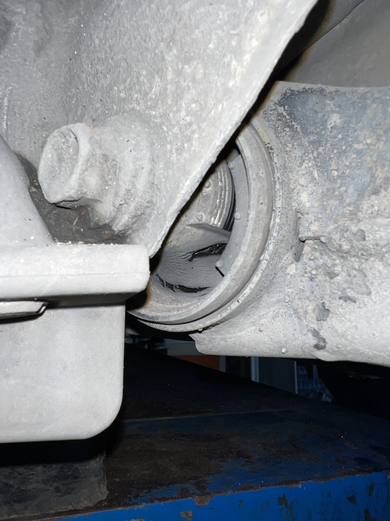 Honda Jazz GE | ซ่อมแร็คพวงมาลัย + เปลี่ยนปีกนกล่างแท้/ลูกหมาก 555 | คืนความแม่นยำ - ยางเจริญรุ่งเรือง นนทบุรี Jazz GE คันนี้...จบครบทุกปัญหาพวงมาลัยและช่วงล่าง! ใครใช้ Honda Jazz GE แล้วเจอปัญหาหนัก ทั้งอาการ พวงมาลัยหลวม, มีเสียงดัง กุกกัก เวลาเลี้ยว หรือ ท้ายรถดีด... ถึงเวลาฟื้นฟูระบบบังคับเลี้ยวและช่วงล่างให้กลับมานิ่งและแม่นยำเหมือนรถใหม่แล้วครับ! เราจัดเต็มชุดฟื้นฟูช่วงล่างและระบบบังคับเลี้ยวระดับพรีเมียม! ซ่อมแร็คพวงมาลัย: แก้ปัญหาอาการหลวม/เสียงดังที่แร็ค ให้พวงมาลัยกลับมาคมชัด นิ่งสนิท ปีกนกล่างแท้: เปลี่ยนเพื่อคืนความแม่นยำและความสมบูรณ์แบบของช่วงล่าง ลูกหมากชุดใหญ่ (ตอง 5 ญี่ปุ่นแท้): เปลี่ยนทั้ง ลูกหมากแร็ค และลูกหมากคันชัก ที่ "แน่น เหนียว ทนทาน" คืนความมั่นใจในการควบคุม บู้ชคานหลัง: เปลี่ยนใหม่เพื่อ แก้ปัญหาท้ายดีด และลดความกระด้างจากด้านหลัง สิ่งที่จะได้รับหลังจากเข้ารับบริการ: พวงมาลัยนิ่งสนิท: หายขาดจากอาการหลวม/เสียงดัง ทำให้การควบคุมรถแม่นยำกว่าเดิม ช่วงล่างแน่น มั่นคง: ท้ายรถไม่ดีด ไม่โคลงเคลง ขับขี่ได้อย่างมั่นใจ อะไหล่คุณภาพพรีเมียม: ใช้ปีกนกล่างแท้เบิกศูนย์ และลูกหมากญี่ปุ่นแท้ (ตอง 5) ที่วางใจได้ จบครบในที่เดียว: ติดตั้ง Setup และตั้งศูนย์โดยทีมช่างผู้เชี่ยวชาญ เหมาะสำหรับใคร? เจ้าของ Jazz GE ที่ต้องการฟื้นฟูระบบบังคับเลี้ยวและช่วงล่างให้สมบูรณ์แบบ ผู้ที่ต้องการความปลอดภัยสูงสุดและฟีลลิ่งการขับขี่ที่แม่นยำในระยะยาว อย่าปล่อยให้พวงมาลัยมีปัญหา! แวะมาตรวจเช็กกับผู้เชี่ยวชาญวันนี้ครับ สอบถามข้อมูลเพิ่มเติม หรือนัดหมายเข้ารับบริการ ️ : 08-6569-1915 ️ : 08-6544-5963 Line id : @88rw Location : https://goo.gl/maps/HrNUAZXPN94KvxZ98 Facebook : https://www.facebook.com/88rwtire #Honda #Jazz #JazzGE #ลูกหมาก555 #ซ่อมแร็ค #ปีกนกล่าง #บู้ชคานหลัง #ช่วงล่าง #ยางเจริญรุ่งเรือง #นนทบุรี #งามวงศ์วาน #ตั้งศูนย์ #อะไหล่ช่วงล่าง Honda Jazz GE | ซ่อมแร็คพวงมาลัย + เปลี่ยนปีกนกล่างแท้/ลูกหมาก 555 | คืนความแม่นยำ - ยางเจริญรุ่งเรือง นนทบุรี Jazz GE คันนี้...จบครบทุกปัญหาพวงมาลัยและช่วงล่าง! ใครใช้ Honda Jazz GE แล้วเจอปัญหาหนัก ทั้งอาการ พวงมาลัยหลวม, มีเสียงดัง กุกกัก เวลาเลี้ยว หรือ ท้ายรถดีด... ถึงเวลาฟื้นฟูระบบบังคับเลี้ยวและช่วงล่างให้กลับมานิ่งและแม่นยำเหมือนรถใหม่แล้วครับ! เราจัดเต็มชุดฟื้นฟูช่วงล่างและระบบบังคับเลี้ยวระดับพรีเมียม! ซ่อมแร็คพวงมาลัย: แก้ปัญหาอาการหลวม/เสียงดังที่แร็ค ให้พวงมาลัยกลับมาคมชัด นิ่งสนิท ปีกนกล่างแท้: เปลี่ยนเพื่อคืนความแม่นยำและความสมบูรณ์แบบของช่วงล่าง ลูกหมากชุดใหญ่ (ตอง 5 ญี่ปุ่นแท้): เปลี่ยนทั้ง ลูกหมากแร็ค และลูกหมากคันชัก ที่ "แน่น เหนียว ทนทาน" คืนความมั่นใจในการควบคุม บู้ชคานหลัง: เปลี่ยนใหม่เพื่อ แก้ปัญหาท้ายดีด และลดความกระด้างจากด้านหลัง สิ่งที่จะได้รับหลังจากเข้ารับบริการ: พวงมาลัยนิ่งสนิท: หายขาดจากอาการหลวม/เสียงดัง ทำให้การควบคุมรถแม่นยำกว่าเดิม ช่วงล่างแน่น มั่นคง: ท้ายรถไม่ดีด ไม่โคลงเคลง ขับขี่ได้อย่างมั่นใจ อะไหล่คุณภาพพรีเมียม: ใช้ปีกนกล่างแท้เบิกศูนย์ และลูกหมากญี่ปุ่นแท้ (ตอง 5) ที่วางใจได้ จบครบในที่เดียว: ติดตั้ง Setup และตั้งศูนย์โดยทีมช่างผู้เชี่ยวชาญ เหมาะสำหรับใคร? เจ้าของ Jazz GE ที่ต้องการฟื้นฟูระบบบังคับเลี้ยวและช่วงล่างให้สมบูรณ์แบบ ผู้ที่ต้องการความปลอดภัยสูงสุดและฟีลลิ่งการขับขี่ที่แม่นยำในระยะยาว อย่าปล่อยให้พวงมาลัยมีปัญหา! แวะมาตรวจเช็กกับผู้เชี่ยวชาญวันนี้ครับ สอบถามข้อมูลเพิ่มเติม หรือนัดหมายเข้ารับบริการ ️ : 08-6569-1915 ️ : 08-6544-5963 Line id : @88rw Location : https://goo.gl/maps/HrNUAZXPN94KvxZ98 Facebook : https://www.facebook.com/88rwtire #Honda #Jazz #JazzGE #ลูกหมาก555 #ซ่อมแร็ค #ปีกนกล่าง #บู้ชคานหลัง #ช่วงล่าง #ยางเจริญรุ่งเรือง #นนทบุรี #งามวงศ์วาน #ตั้งศูนย์ #อะไหล่ช่วงล่าง