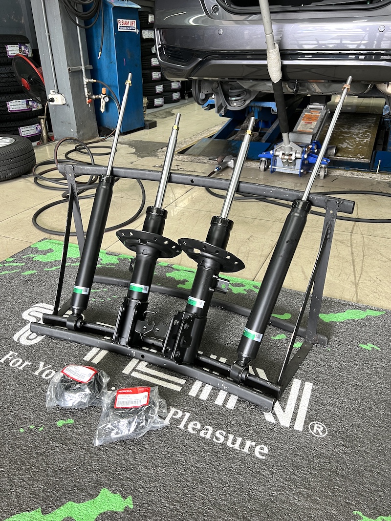 HONDA JAZZ GK เปลี่ยนโช้คอัพ หน้า หลังใช้งานแทนชุดเดิม ติดตั้งโช้คอัพ Tein EnduraPro Basic พร้อมอะไหล่ส่วนควบใหม่ทั้งหมด สิ่งที่จะได้รับหลังจากติดตั้ง: ฟีลลิ่งหนึบแน่นสไตล์ญี่ปุ่น: โช้คอัพ Tein EnduraPro Basic ให้ความหนึบแน่นที่เหนือกว่าโช้คเดิม แต่ยังคงความนุ่มนวลไว้ เทคโนโลยี H.B.S.: ช่วยดูดซับแรงกระแทกในจังหวะยุบตัวสุด ลดอาการกระดอนเมื่อเจอหลุมหรือคอสะพาน คุณภาพมาตรฐาน OEM: ผลิตจากวัสดุคุณภาพสูง ทนทาน และติดตั้งแทนของเดิมได้ทันที ไม่ต้องดัดแปลง ความมั่นคงที่เพิ่มขึ้น: รถทรงตัวได้นิ่งขึ้น เข้าโค้งมั่นใจ ลดอาการโคลงเคลง เหมาะสำหรับใคร? เจ้าของ Jazz GK ที่ต้องการความหนึบและมั่นคงในการขับขี่ประจำวัน ผู้ที่ต้องการอัปเกรดความทนทานและความปลอดภัยของช่วงล่าง โดยไม่ต้องการโหลดเตี้ย สำหรับเจ้าของ Jazz ที่อยากได้ฟีลลิ่งขับขี่ที่มั่นใจกว่าเดิม Tein EnduraPro Basic คือคำตอบ! สอบถามข้อมูลเพิ่มเติม หรือนัดหมายเข้ารับบริการ ️ : 08-6569-1915 ️ : 08-6544-5963 Line id : @88rw Location : https://goo.gl/maps/HrNUAZXPN94KvxZ98 Facebook : https://www.facebook.com/88rwtire #Honda #Jazz #JazzGK #Tein #EnduraPro #โช้คอัพ #ช่วงล่าง #ยางเจริญรุ่งเรือง #นนทบุรี #งามวงศ์วาน #ยางรถยนต์นนทบุรี #ช่วงล่างรถยนต์ #โช้คอัพรถยนต์ HONDA JAZZ GK เปลี่ยนโช้คอัพ หน้า หลังใช้งานแทนชุดเดิม ติดตั้งโช้คอัพ Tein EnduraPro Basic พร้อมอะไหล่ส่วนควบใหม่ทั้งหมด สิ่งที่จะได้รับหลังจากติดตั้ง: ฟีลลิ่งหนึบแน่นสไตล์ญี่ปุ่น: โช้คอัพ Tein EnduraPro Basic ให้ความหนึบแน่นที่เหนือกว่าโช้คเดิม แต่ยังคงความนุ่มนวลไว้ เทคโนโลยี H.B.S.: ช่วยดูดซับแรงกระแทกในจังหวะยุบตัวสุด ลดอาการกระดอนเมื่อเจอหลุมหรือคอสะพาน คุณภาพมาตรฐาน OEM: ผลิตจากวัสดุคุณภาพสูง ทนทาน และติดตั้งแทนของเดิมได้ทันที ไม่ต้องดัดแปลง ความมั่นคงที่เพิ่มขึ้น: รถทรงตัวได้นิ่งขึ้น เข้าโค้งมั่นใจ ลดอาการโคลงเคลง เหมาะสำหรับใคร? เจ้าของ Jazz GK ที่ต้องการความหนึบและมั่นคงในการขับขี่ประจำวัน ผู้ที่ต้องการอัปเกรดความทนทานและความปลอดภัยของช่วงล่าง โดยไม่ต้องการโหลดเตี้ย สำหรับเจ้าของ Jazz ที่อยากได้ฟีลลิ่งขับขี่ที่มั่นใจกว่าเดิม Tein EnduraPro Basic คือคำตอบ! สอบถามข้อมูลเพิ่มเติม หรือนัดหมายเข้ารับบริการ ️ : 08-6569-1915 ️ : 08-6544-5963 Line id : @88rw Location : https://goo.gl/maps/HrNUAZXPN94KvxZ98 Facebook : https://www.facebook.com/88rwtire #Honda #Jazz #JazzGK #Tein #EnduraPro #โช้คอัพ #ช่วงล่าง #ยางเจริญรุ่งเรือง #นนทบุรี #งามวงศ์วาน #ยางรถยนต์นนทบุรี #ช่วงล่างรถยนต์ #โช้คอัพรถยนต์