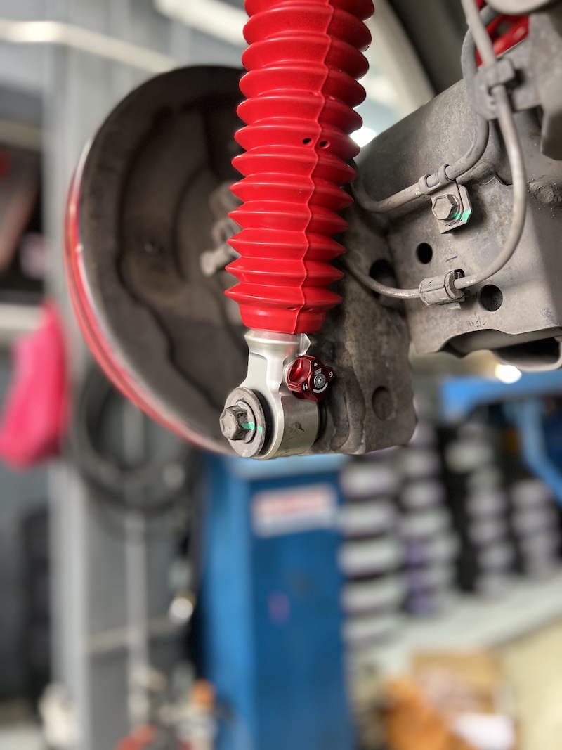 TOYOTA FORTUNER 2012 อัพเกรดช่วงล่าง เน้นตัวท้อป ใช้งานประจำวันแทนชุดเดิมที่ใช้งานมานาน พร้อมอัพเกรดระบบเบรกนั้นอย่างดี งานนี้อัปเกรดชุดใหญ่ เน้น Performance & Safety! โช้คอัพ YSS Z-SERIES (FULL SET): โช้คอัพ Monotube ตัวท็อป ปรับ Rebound ได้ 30 ระดับ มอบฟีลลิ่ง "นิ่ง นุ่ม หนึบ" ให้รถเกาะถนนในทุกย่านความเร็ว สปริง YSS PERFORMANCE: ออกแบบมาเพื่อทำงานร่วมกับ Z-Series โดยเฉพาะ ช่วย บาลานซ์น้ำหนัก และลดอาการโคลงเคลง จานเบรก TRW XPS (อัปเกรด): จานเบรกเซาะร่องคุณภาพสูง ทนความร้อน และช่วยระบายฝุ่น/ก๊าซจากการเบรก ผ้าเบรก NEXZTER PRO SPEC: ผ้าเบรกเกรดสปอร์ต ทนความร้อนสูง ให้แรงเบรกที่มั่นคงและสม่ำเสมอ สิ่งที่จะได้รับหลังจากติดตั้ง: สมรรถนะระดับพรีเมียม: ช่วงล่างและเบรกที่ทำงานร่วมกันอย่างสมบูรณ์แบบ ปลอดภัยกว่าเดิมหลายเท่าตัว การควบคุมที่แม่นยำ: เข้าโค้งมั่นใจ ลดอาการโคลงเคลง แม้ขับด้วยความเร็วสูง จบครบในที่เดียว: ติดตั้ง Setup และตั้งศูนย์โดยทีมช่างผู้เชี่ยวชาญ เหมาะสำหรับใคร? เจ้าของ Fortuner ที่ต้องการ Performance สูงสุดในการขับขี่ ผู้ที่เน้นความปลอดภัยและต้องการช่วงล่างที่พร้อมลุยทุกสภาพถนน อัปเกรดรถคุณให้เหนือกว่าใคร ด้วยบริการติดตั้งชุดใหญ่จาก #ยางเจริญรุ่งเรือง สอบถามข้อมูลเพิ่มเติม หรือนัดหมายเข้ารับบริการ ️ : 08-6569-1915 ️ : 08-6544-5963 Line id : @88rw Location : https://goo.gl/maps/HrNUAZXPN94KvxZ98 Facebook : https://www.facebook.com/88rwtire #Toyota #Fortuner #YSS #ZSeries #Nexzter #TRW #โช้คอัพ #เบรก #ช่วงล่าง #ยางเจริญรุ่งเรือง #นนทบุรี #งามวงศ์วาน TOYOTA FORTUNER 2012 อัพเกรดช่วงล่าง เน้นตัวท้อป ใช้งานประจำวันแทนชุดเดิมที่ใช้งานมานาน พร้อมอัพเกรดระบบเบรกนั้นอย่างดี งานนี้อัปเกรดชุดใหญ่ เน้น Performance & Safety! โช้คอัพ YSS Z-SERIES (FULL SET): โช้คอัพ Monotube ตัวท็อป ปรับ Rebound ได้ 30 ระดับ มอบฟีลลิ่ง "นิ่ง นุ่ม หนึบ" ให้รถเกาะถนนในทุกย่านความเร็ว สปริง YSS PERFORMANCE: ออกแบบมาเพื่อทำงานร่วมกับ Z-Series โดยเฉพาะ ช่วย บาลานซ์น้ำหนัก และลดอาการโคลงเคลง จานเบรก TRW XPS (อัปเกรด): จานเบรกเซาะร่องคุณภาพสูง ทนความร้อน และช่วยระบายฝุ่น/ก๊าซจากการเบรก ผ้าเบรก NEXZTER PRO SPEC: ผ้าเบรกเกรดสปอร์ต ทนความร้อนสูง ให้แรงเบรกที่มั่นคงและสม่ำเสมอ สิ่งที่จะได้รับหลังจากติดตั้ง: สมรรถนะระดับพรีเมียม: ช่วงล่างและเบรกที่ทำงานร่วมกันอย่างสมบูรณ์แบบ ปลอดภัยกว่าเดิมหลายเท่าตัว การควบคุมที่แม่นยำ: เข้าโค้งมั่นใจ ลดอาการโคลงเคลง แม้ขับด้วยความเร็วสูง จบครบในที่เดียว: ติดตั้ง Setup และตั้งศูนย์โดยทีมช่างผู้เชี่ยวชาญ เหมาะสำหรับใคร? เจ้าของ Fortuner ที่ต้องการ Performance สูงสุดในการขับขี่ ผู้ที่เน้นความปลอดภัยและต้องการช่วงล่างที่พร้อมลุยทุกสภาพถนน อัปเกรดรถคุณให้เหนือกว่าใคร ด้วยบริการติดตั้งชุดใหญ่จาก #ยางเจริญรุ่งเรือง สอบถามข้อมูลเพิ่มเติม หรือนัดหมายเข้ารับบริการ ️ : 08-6569-1915 ️ : 08-6544-5963 Line id : @88rw Location : https://goo.gl/maps/HrNUAZXPN94KvxZ98 Facebook : https://www.facebook.com/88rwtire #Toyota #Fortuner #YSS #ZSeries #Nexzter #TRW #โช้คอัพ #เบรก #ช่วงล่าง #ยางเจริญรุ่งเรือง #นนทบุรี #งามวงศ์วาน