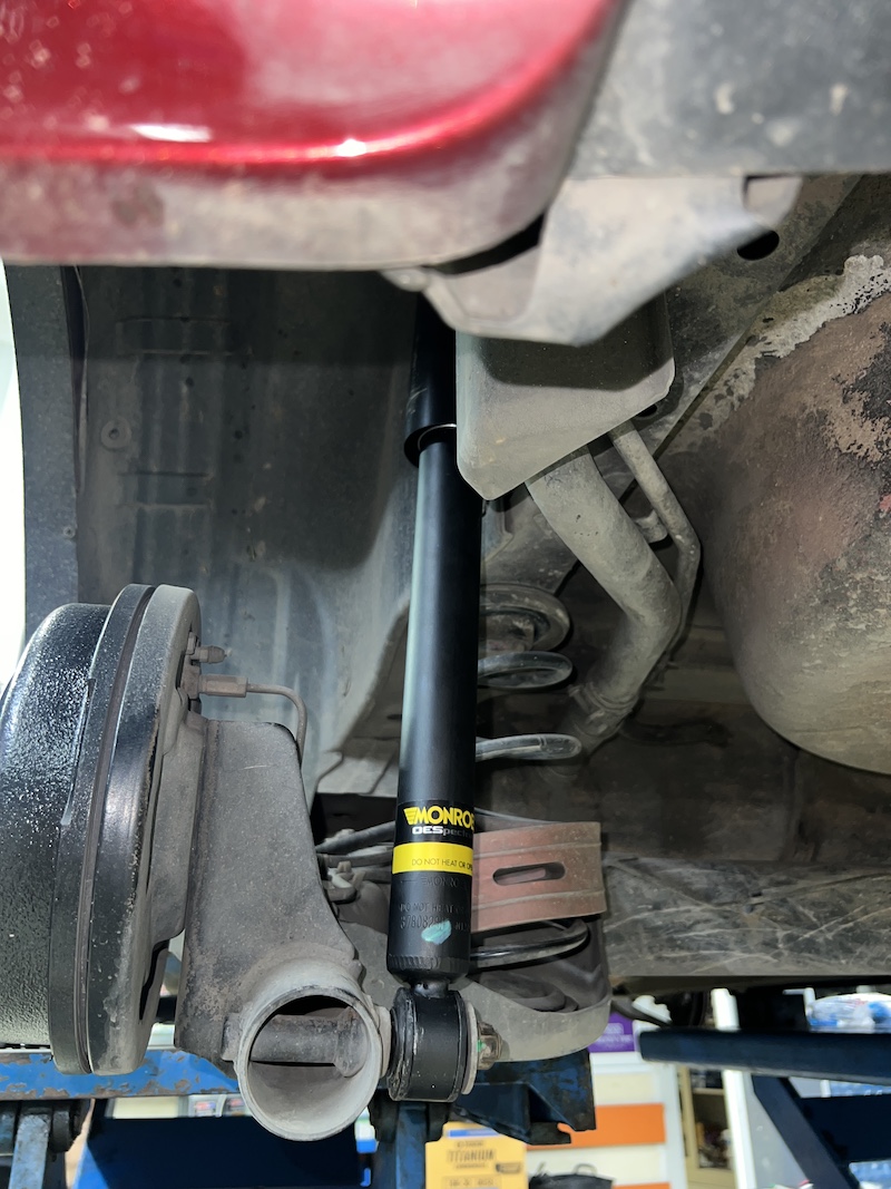 Suzuki Swift | อัปเกรดโช้คอัพ Monroe OE Spectrum | คืนความนุ่มนวล มั่นคง - ยางเจริญรุ่งเรือง นนทบุรี ติดตั้งโช้คอัพ Monroe OE Spectrum พร้อมอะไหล่ส่วนควบใหม่ทั้งหมด สิ่งที่จะได้รับหลังจากติดตั้ง: ฟีลลิ่งแบบรถยุโรป: โช้คอัพ Monroe OE Spectrum ให้ความ นุ่มนวล และยืดหยุ่นสูง ขับสบายในทุกสภาพถนน ไร้กังวลเรื่องเสียง: เทคโนโลยี ICV ช่วยลดแรงสั่นสะเทือนและเสียงรบกวนในห้องโดยสาร ทำให้การขับขี่เงียบขึ้น ทนทานกว่าเดิม: ผลิตด้วยวัสดุคุณภาพสูง ทนทานต่อการใช้งาน และยืดอายุการใช้งานของช่วงล่าง ความมั่นคงที่เพิ่มขึ้น: รถทรงตัวได้นิ่งขึ้น ลดอาการโคลงเคลง เข้าโค้งมั่นใจ เหมาะสำหรับใคร? เจ้าของ Suzuki Swift ที่ต้องการความสบายในการขับขี่ประจำวัน ผู้ที่ต้องการอัปเกรดช่วงล่างให้มีความมั่นคง ปลอดภัย และนุ่มนวลยิ่งขึ้น  สำหรับเจ้าของ Swift ที่อยากได้ฟีลลิ่งขับขี่ที่สบายขึ้น แต่มั่นใจกว่าเดิม Monroe OE Spectrum คือคำตอบ!  สอบถามข้อมูลเพิ่มเติม หรือนัดหมายเข้ารับบริการ  ️ : 08-6569-1915  ️ : 08-6544-5963   Line id : @88rw   Location : https://goo.gl/maps/HrNUAZXPN94KvxZ98   Facebook : https://www.facebook.com/88rwtire #Suzuki #Swift #Monroe #OESpectrum #โช้คอัพ #ช่วงล่าง #ยางเจริญรุ่งเรือง #นนทบุรี #งามวงศ์วาน #ช่วงล่างรถยนต์ #โช้คอัพรถยนต์