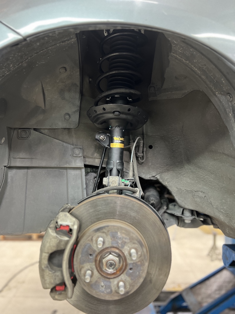 Honda Jazz GE | โช้คอัพ Monroe OE Spectrum | คืนความนุ่มนวล สบายสไตล์ยุโรป - ยางเจริญรุ่งเรือง นนทบุรี Honda Jazz GE ติดตั้งโช้คอัพ Monroe OE Spectrum พร้อมอะไหล่ส่วนควบใหม่ครบชุด สิ่งที่จะได้รับหลังจากติดตั้ง: ฟีลลิ่งแบบรถยุโรป: โช้คอัพ Monroe OE Spectrum ให้ความ นุ่มนวล และยืดหยุ่นสูง ขับสบายในทุกสภาพถนน ไร้กังวลเรื่องเสียง: เทคโนโลยี ICV ช่วยลดแรงสั่นสะเทือนและเสียงรบกวนในห้องโดยสาร ทนทานกว่าเดิม: ผลิตด้วยวัสดุคุณภาพสูง ทนทานต่อการใช้งาน และยืดอายุการใช้งานของช่วงล่าง ความมั่นคงที่เพิ่มขึ้น: รถทรงตัวได้นิ่งขึ้น ลดอาการโคลงเคลง เข้าโค้งมั่นใจ เหมาะสำหรับใคร? เจ้าของ Honda Jazz GE ที่ต้องการความสบายในการขับขี่ประจำวัน ผู้ที่ต้องการอัปเกรดช่วงล่างให้มีความมั่นคง ปลอดภัย และนุ่มนวลยิ่งขึ้น สำหรับเจ้าของ Jazz ที่อยากได้ฟีลลิ่งขับขี่ที่สบายขึ้น แต่มั่นใจกว่าเดิม Monroe OE Spectrum คือคำตอบ! สอบถามข้อมูลเพิ่มเติม หรือนัดหมายเข้ารับบริการ ️ : 08-6569-1915 ️ : 08-6544-5963 Line id : @88rw Location : https://goo.gl/maps/HrNUAZXPN94KvxZ98 Facebook : https://www.facebook.com/88rwtire #Honda #Jazz #JazzGE #Monroe #OESpectrum #โช้คอัพ #ช่วงล่าง #ยางเจริญรุ่งเรือง #นนทบุรี #งามวงศ์วาน #ตั้งศูนย์ #อะไหล่ช่วงล่าง Honda Jazz GE | โช้คอัพ Monroe OE Spectrum | คืนความนุ่มนวล สบายสไตล์ยุโรป - ยางเจริญรุ่งเรือง นนทบุรี Honda Jazz GE ติดตั้งโช้คอัพ Monroe OE Spectrum พร้อมอะไหล่ส่วนควบใหม่ครบชุด สิ่งที่จะได้รับหลังจากติดตั้ง: ฟีลลิ่งแบบรถยุโรป: โช้คอัพ Monroe OE Spectrum ให้ความ นุ่มนวล และยืดหยุ่นสูง ขับสบายในทุกสภาพถนน ไร้กังวลเรื่องเสียง: เทคโนโลยี ICV ช่วยลดแรงสั่นสะเทือนและเสียงรบกวนในห้องโดยสาร ทนทานกว่าเดิม: ผลิตด้วยวัสดุคุณภาพสูง ทนทานต่อการใช้งาน และยืดอายุการใช้งานของช่วงล่าง ความมั่นคงที่เพิ่มขึ้น: รถทรงตัวได้นิ่งขึ้น ลดอาการโคลงเคลง เข้าโค้งมั่นใจ เหมาะสำหรับใคร? เจ้าของ Honda Jazz GE ที่ต้องการความสบายในการขับขี่ประจำวัน ผู้ที่ต้องการอัปเกรดช่วงล่างให้มีความมั่นคง ปลอดภัย และนุ่มนวลยิ่งขึ้น สำหรับเจ้าของ Jazz ที่อยากได้ฟีลลิ่งขับขี่ที่สบายขึ้น แต่มั่นใจกว่าเดิม Monroe OE Spectrum คือคำตอบ! สอบถามข้อมูลเพิ่มเติม หรือนัดหมายเข้ารับบริการ ️ : 08-6569-1915 ️ : 08-6544-5963 Line id : @88rw Location : https://goo.gl/maps/HrNUAZXPN94KvxZ98 Facebook : https://www.facebook.com/88rwtire #Honda #Jazz #JazzGE #Monroe #OESpectrum #โช้คอัพ #ช่วงล่าง #ยางเจริญรุ่งเรือง #นนทบุรี #งามวงศ์วาน #ตั้งศูนย์ #อะไหล่ช่วงล่าง