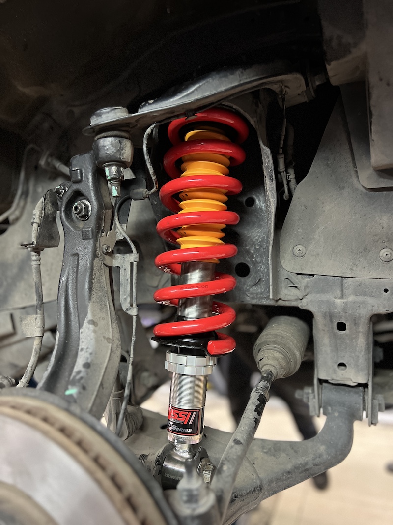 Ford Ranger 2012 จัดชุดอัปเกรด Performance ที่ลงตัวที่สุดให้แล้วครับ! อัปเกรดช่วงล่างและเบรกชุดใหญ่ เพื่อสมรรถนะสูงสุด! โช้คอัพ YSS E-SERIES + สปริง YSS Performance: * หนึบ นิ่ง ขับสบาย: โช้คอัพ Monotube พร้อมสปริง Performance ช่วย ลดอาการโคลงเคลง และซับแรงกระแทกได้ดีเยี่ยม * ทนทานคุ้มค่า: เหมาะสำหรับการใช้งานหนักในชีวิตประจำวันและเดินทางไกล ผ้าเบรก Nexzter PRO SPEC: * แรงเบรกสูง มั่นใจ: ผ้าเบรกเกรดสปอร์ตที่ให้แรงเบรกสูงกว่า OEM อย่างชัดเจน * ทนความร้อนสูง: รองรับอุณหภูมิได้ถึง 600°C ไม่กลัวเบรกเฟดเมื่อใช้งานหนักหรือขับเร็ว สิ่งที่จะได้รับหลังจากติดตั้ง: สมรรถนะที่ยอดเยี่ยม: ช่วงล่างและเบรกที่ทำงานสอดคล้องกันอย่างสมบูรณ์แบบ การควบคุมที่แม่นยำ: เข้าโค้งมั่นใจ ลดอาการโคลงเคลง แม้ขับด้วยความเร็วสูง จบครบในที่เดียว: ติดตั้ง Setup และตั้งศูนย์โดยทีมช่างผู้เชี่ยวชาญ เหมาะสำหรับใคร? เจ้าของ Ranger ที่ต้องการ Performance ที่ดีที่สุด ทั้งเรื่องการขับขี่และการหยุดรถ ผู้ที่ต้องการความมั่นใจในการขับขี่ที่เหนือกว่ามาตรฐานเดิม ยกระดับรถกระบะของคุณให้เหนือกว่าใคร! นัดหมายเข้ารับบริการได้เลยครับ สอบถามข้อมูลเพิ่มเติม หรือนัดหมายเข้ารับบริการ ️ : 08-6569-1915 ️ : 08-6544-5963 Line id : @88rw Location : https://goo.gl/maps/HrNUAZXPN94KvxZ98 Facebook : https://www.facebook.com/88rwtire #Ford #Ranger #YSS #ESeries #Nexzter #PROSPEC #โช้คอัพ #ผ้าเบรก #ช่วงล่าง #ยางเจริญรุ่งเรือง #นนทบุรี #งามวงศ์วาน Ford Ranger 2012 จัดชุดอัปเกรด Performance ที่ลงตัวที่สุดให้แล้วครับ! อัปเกรดช่วงล่างและเบรกชุดใหญ่ เพื่อสมรรถนะสูงสุด! โช้คอัพ YSS E-SERIES + สปริง YSS Performance: * หนึบ นิ่ง ขับสบาย: โช้คอัพ Monotube พร้อมสปริง Performance ช่วย ลดอาการโคลงเคลง และซับแรงกระแทกได้ดีเยี่ยม * ทนทานคุ้มค่า: เหมาะสำหรับการใช้งานหนักในชีวิตประจำวันและเดินทางไกล ผ้าเบรก Nexzter PRO SPEC: * แรงเบรกสูง มั่นใจ: ผ้าเบรกเกรดสปอร์ตที่ให้แรงเบรกสูงกว่า OEM อย่างชัดเจน * ทนความร้อนสูง: รองรับอุณหภูมิได้ถึง 600°C ไม่กลัวเบรกเฟดเมื่อใช้งานหนักหรือขับเร็ว สิ่งที่จะได้รับหลังจากติดตั้ง: สมรรถนะที่ยอดเยี่ยม: ช่วงล่างและเบรกที่ทำงานสอดคล้องกันอย่างสมบูรณ์แบบ การควบคุมที่แม่นยำ: เข้าโค้งมั่นใจ ลดอาการโคลงเคลง แม้ขับด้วยความเร็วสูง จบครบในที่เดียว: ติดตั้ง Setup และตั้งศูนย์โดยทีมช่างผู้เชี่ยวชาญ เหมาะสำหรับใคร? เจ้าของ Ranger ที่ต้องการ Performance ที่ดีที่สุด ทั้งเรื่องการขับขี่และการหยุดรถ ผู้ที่ต้องการความมั่นใจในการขับขี่ที่เหนือกว่ามาตรฐานเดิม ยกระดับรถกระบะของคุณให้เหนือกว่าใคร! นัดหมายเข้ารับบริการได้เลยครับ สอบถามข้อมูลเพิ่มเติม หรือนัดหมายเข้ารับบริการ ️ : 08-6569-1915 ️ : 08-6544-5963 Line id : @88rw Location : https://goo.gl/maps/HrNUAZXPN94KvxZ98 Facebook : https://www.facebook.com/88rwtire #Ford #Ranger #YSS #ESeries #Nexzter #PROSPEC #โช้คอัพ #ผ้าเบรก #ช่วงล่าง #ยางเจริญรุ่งเรือง #นนทบุรี #งามวงศ์วาน