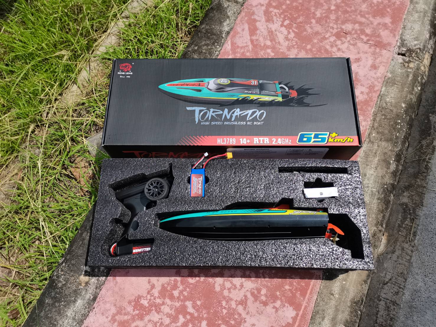 เรือบังคับวิทยุ Heng Long 2.4G รุ่น 3789 48KM/H มอเตอร์บรัชเลส 2900KV พลังแรงสูง ชุดพร้อมเล่น มีระบบระบายความร้อนด้วยน้ำ