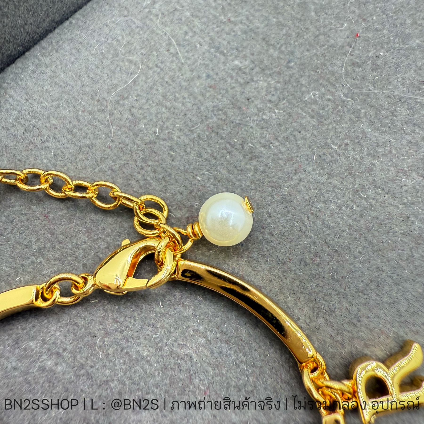 สร้อยข้อมือดิออ สายโซ่ห้อยจี้ชาร์มตัวโลโก้ Dior งาน 1:1