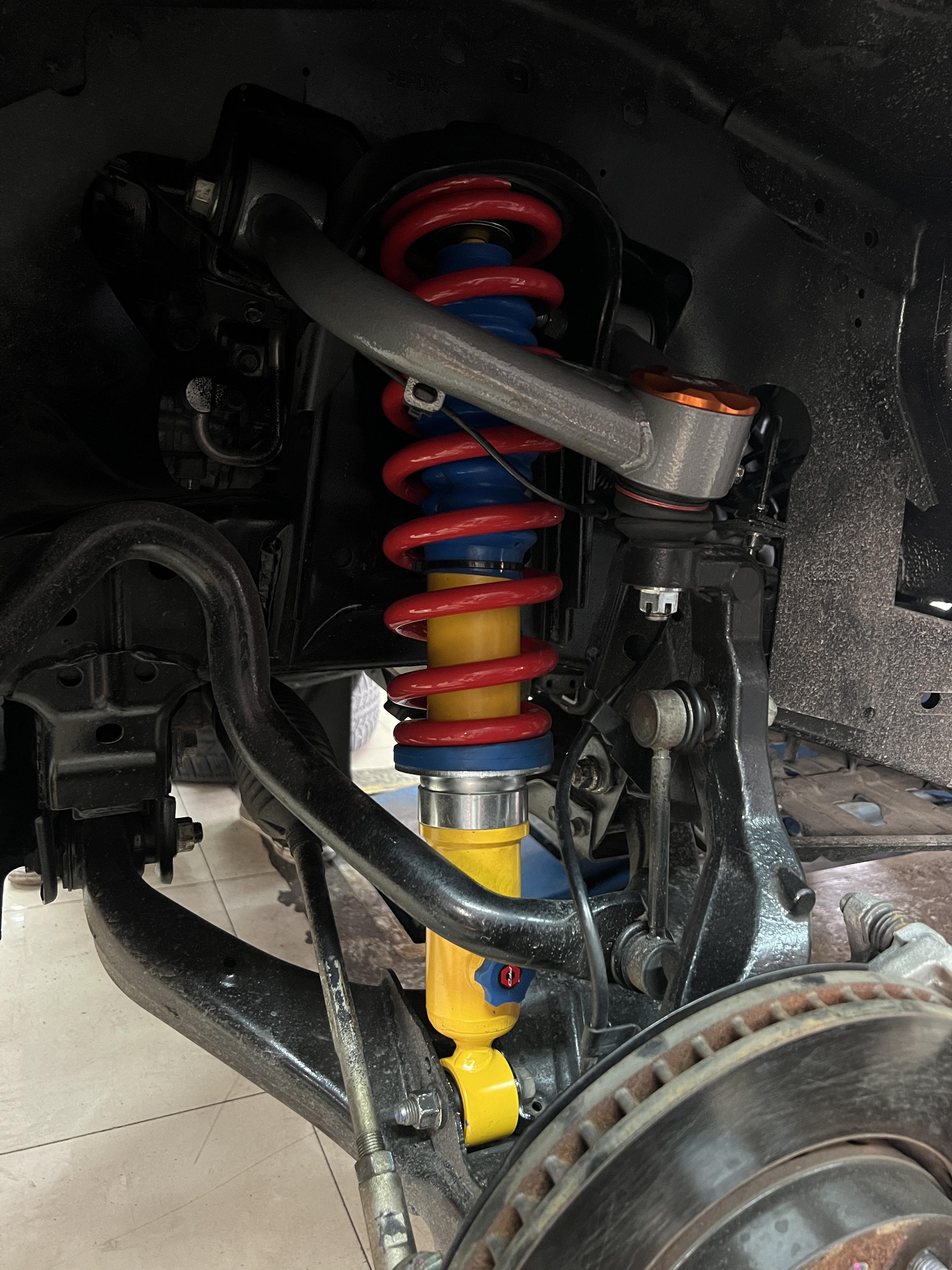 ISUZU DMAX VCROSS เข้ารับบริการเปลี่ยนโช้คอัพ ใช้งานประจำวัน [+] PROFENDER 4PAG [+] ปีกนกสำหรับยก *เพื่อความรวดเร็วนัดหมายก่อนเข้ารับบริการครับ 𝙊𝙪𝙧 𝙎𝙚𝙧𝙫𝙞𝙘𝙚 บริการทางร้านเรารับทำอะไรบ้าง 👉มียางรถยนต์ทุกยี่ห้อให้เลือกซื้อ 👉โช้คอัพ สปริง 👉เช็คช่วงล่าง แก้ปัญหาให้ตรงจุด 👉ติดตั้งยางแบบไร้รอย 100% 👉บริการสลับยาง ตามอายุ 👉บริการล้างลิ้นปีกผีเสื้อ 👉บริการเช็คระยะรถยนต์ 👉เปลี่ยนถ่ายของเหลวทั้งระบบ 👉ตั้งศูนย์ด้วยเครื่อง HUNTER นำเข้าจาก USA สอบถามข้อมูลเพิ่มเติม หรือนัดหมายเข้ารับบริการ ☎️ : 08-6569-1915 ☎️ : 08-6544-5963 Line id : @88rw Facebook : https://www.facebook.com/88rwtire Location : https://goo.gl/maps/HrNUAZXPN94KvxZ98? #รถยนต์มีปัญหาไม่รู้ต้องแก้ตรงไหน ทางเรายินดี ตรวจหาปัญหาและหาวิธีแก้ บอกลูกค้าก่อนลงมือทำเสมอราคาเป็นธรรม #profender4pag