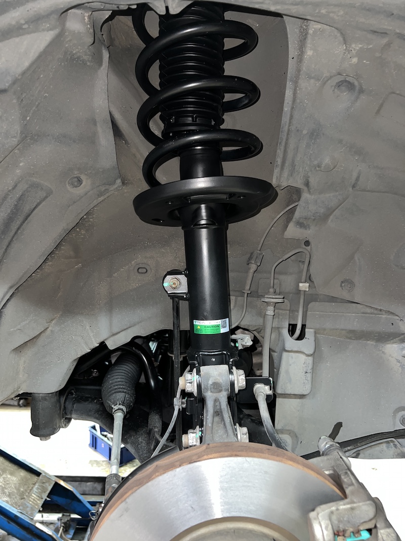 Mazda CX-5 KE ติดตั้งโช้คอัพ Tein EnduraPro Basic พร้อมอะไหล่ส่วนควบใหม่ทั้งหมด สิ่งที่จะได้รับหลังจากติดตั้ง: ฟีลลิ่งหนึบแน่นสไตล์ญี่ปุ่น: โช้คอัพ Tein EnduraPro Basic ให้ความหนึบแน่นที่เหนือกว่าโช้คเดิม แต่ยังคงความนุ่มนวลไว้ เทคโนโลยี H.B.S.: ช่วยดูดซับแรงกระแทกในจังหวะยุบตัวสุด ลดอาการกระดอนเมื่อเจอหลุมหรือคอสะพาน คุณภาพมาตรฐาน OEM: ผลิตจากวัสดุคุณภาพสูง ทนทาน และติดตั้งแทนของเดิมได้ทันที ไม่ต้องดัดแปลง ความมั่นคงที่เพิ่มขึ้น: รถทรงตัวได้นิ่งขึ้น เข้าโค้งมั่นใจ ลดอาการโคลงเคลงของรถ SUV เหมาะสำหรับใคร? เจ้าของ CX-5 ที่ต้องการความหนึบและมั่นคงในการขับขี่ประจำวัน ผู้ที่ต้องการอัปเกรดความทนทานและความปลอดภัยของช่วงล่าง โดยไม่ต้องการโหลดเตี้ย 👉 สำหรับเจ้าของ CX-5 ที่อยากได้ฟีลลิ่งขับขี่ที่มั่นใจกว่าเดิม Tein EnduraPro Basic คือคำตอบ! 📌 สอบถามข้อมูลเพิ่มเติม หรือนัดหมายเข้ารับบริการ ☎️ : 08-6569-1915 ☎️ : 08-6544-5963 💬 Line id : @88rw 📍 Location : https://goo.gl/maps/HrNUAZXPN94KvxZ98 🌐 Facebook : https://www.facebook.com/88rwtire #Mazda #CX5 #CX5KE #Tein #EnduraPro #โช้คอัพ #ช่วงล่าง #ยางเจริญรุ่งเรือง #นนทบุรี #งามวงศ์วาน #ยางรถยนต์นนทบุรี #ช่วงล่างรถยนต์ #โช้คอัพรถยนต์