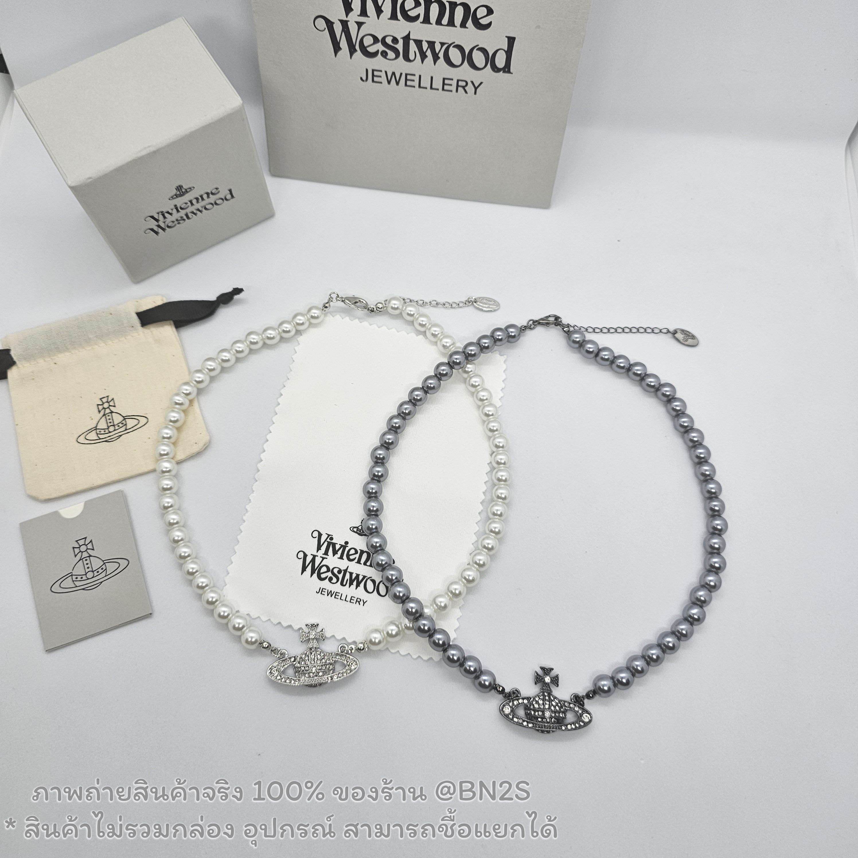สีขาว | VIVIENNE WESTWOOD MINI BAS RELIEF PEARL CHOKER สร้อยคอไข่มุกวิเวียน จี้ฝังเพชรดาวเสาร์ อะไหล่เงิน - ดำ ปรับสายความยาวได้ ความยาว 40+5 ซม.