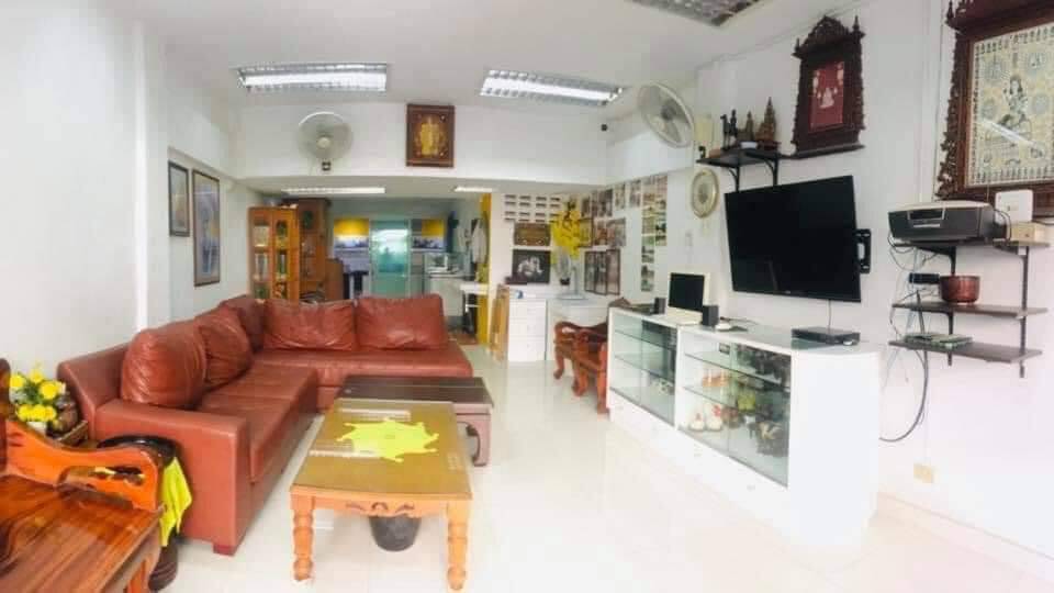 ลดพิเศษ ด่วน ‼️‼️‼️ 3.5 ล้าน ภายในเดือนกันยายนเท่านั้น‼️‼️ อาคารพานิชย์4ชั้นครึ่ง 16ตรว.วังทองเทรคเซ็นเตอร์ ปรับปรุงตกแต่งเป็นบ้านอยู่อาศัยแล้ว