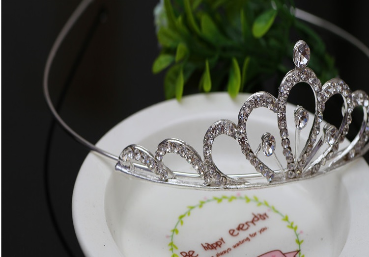 คาดผมมงกุฏ ขนาด ก.10 xส.3ซม เพชรสวยงาม สวยเก๋เหมือนแบบ ใส่ประดับออกงานได้เลย