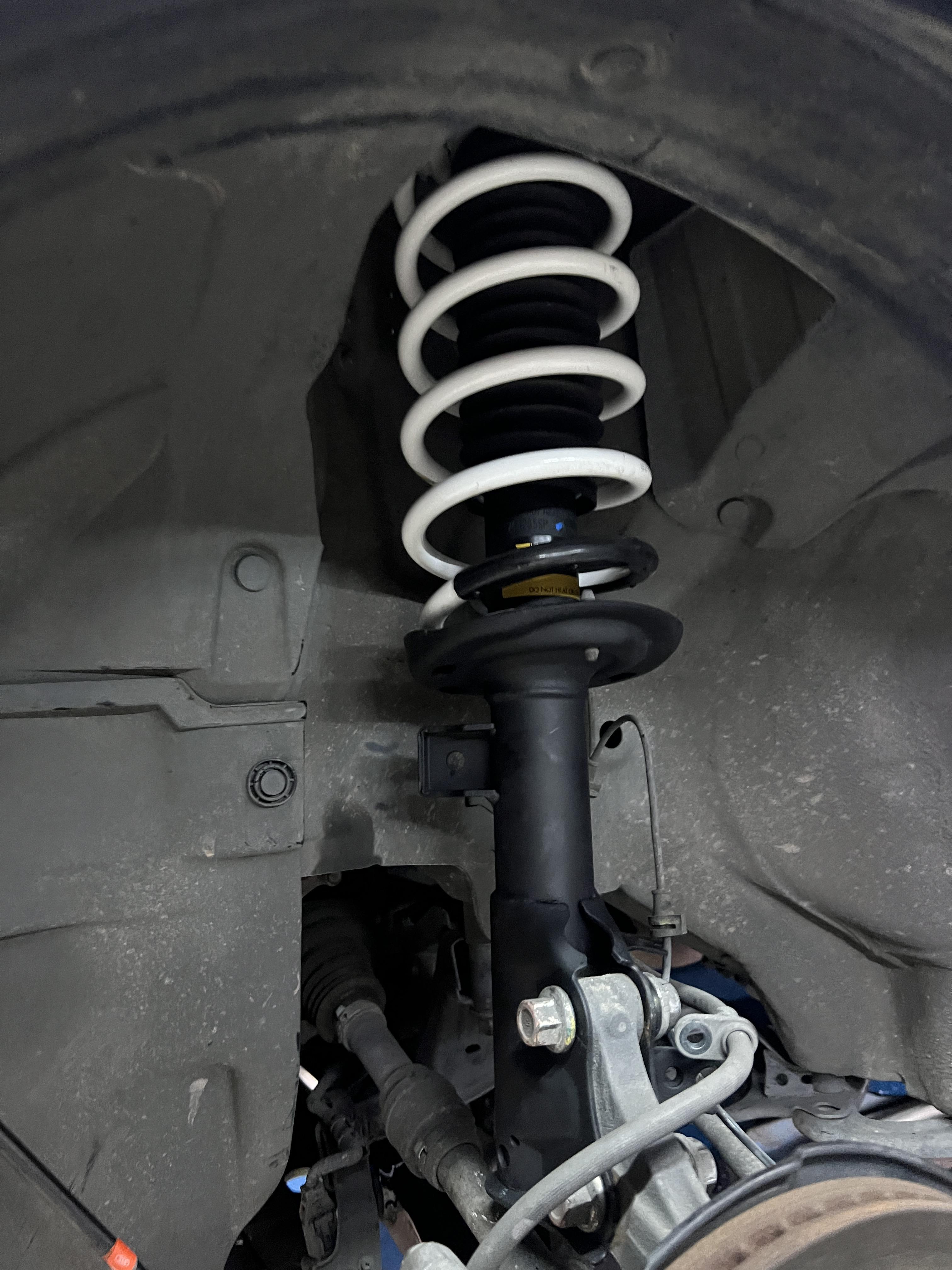HONDA HRV เข้ารับบริการเปลี่ยนโช้คอัพรถยนต์ จัดชุดใหญ่พร้อมสปริง อัพเกรด Yss comfort series [+] Monroe oe spectrum [+] Yss spring comfort series *เพื่อความสะดวกในการรับบริการ นัดหมายเวลาก่อนเข้ารับบริการทุกครั้งครับ 𝙊𝙪𝙧 𝙎𝙚𝙧𝙫𝙞𝙘𝙚 บริการทางร้านเรารับทำอะไรบ้าง 🔧 มียางรถยนต์ทุกยี่ห้อให้เลือกซื้อ 🔧 โช้คอัพ สปริง 🔧 เช็คช่วงล่าง แก้ปัญหาให้ตรงจุด 🔧 ติดตั้งยางแบบไร้รอย 100% 🔧 บริการสลับยาง ตามอายุ 🔧 บริการล้างลิ้นปีกผีเสื้อ 🔧 บริการเช็คระยะรถยนต์ 🔧 เปลี่ยนถ่ายของเหลวทั้งระบบ 🔧 ตั้งศูนย์ด้วยเครื่อง HUNTER นำเข้าจาก USA สอบถามข้อมูลเพิ่มเติม หรือนัดหมายเข้ารับบริการ ☎️ : 08-6569-1915 ☎️ : 08-6544-5963 Line id : @88rw Tiktok : https://www.tiktok.com/@88rwycrr Youtube : https://youtube.com/@88rw Facebook : https://www.facebook.com/88rwtire Location : https://goo.gl/maps/HrNUAZXPN94KvxZ98?coh=178573&entry=tt #รถยนต์มีปัญหาไม่รู้ต้องแก้ตรงไหน ทางเรายินดี ตรวจหาปัญหาและหาวิธีแก้ บอกลูกค้าก่อนลงมือทำเสมอราคาเป็นธรรมไม่เอาเปรียบ สบายใจคุณลูกค้า ร้านยางเจริญรุ่งเรือง ยินดีต้อนรับครับ
