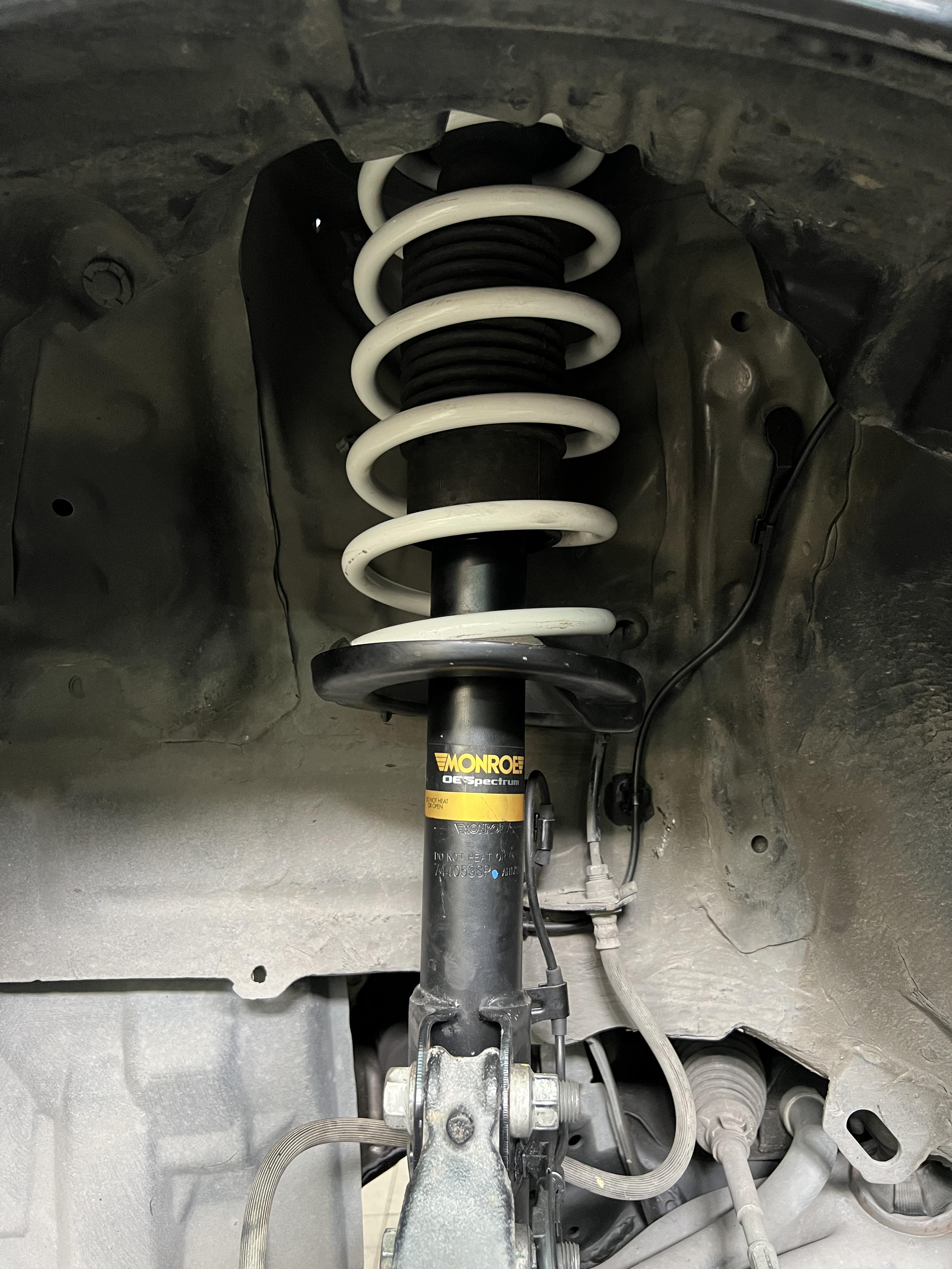 TOYOTA YARIS ATIV เข้ารับบริการเปลี่ยนโช้คอัพ พร้อมสปริงอัพเกรด และเปลี่ยนถ่ายน้ำมันเครื่อง [+] MONROE OE SPECTRUM พร้อมอะไหล่ในโช้คอัพ [+] AMSOIL OE 0W20 [+] YSS SPRING COMFORT สอบถามข้อมูลเพิ่มเติม หรือนัดหมาย โทร : 08-6569-1915 บุ๊ก Line id : @88rw Location : https://goo.gl/maps/HrNUAZXPN94KvxZ98? รถยนต์มีปัญหาไม่รู้ต้องแก้ตรงไหน ทางเรายินดี ตรวจหาปัญหาและหาวิธีแก้ บอกลูกค้าก่อนลงมือทำเสมอด้วยราคาเป็นธรรม เวลาบริการ วันจันทร์-วันอาทิตย์ 09:00 น. - 17.30 น. #monroe #YSSspring #toyotayaris #โช้คอัพ #ช่วงล่าง #โช๊ค #ยางรถยนต์