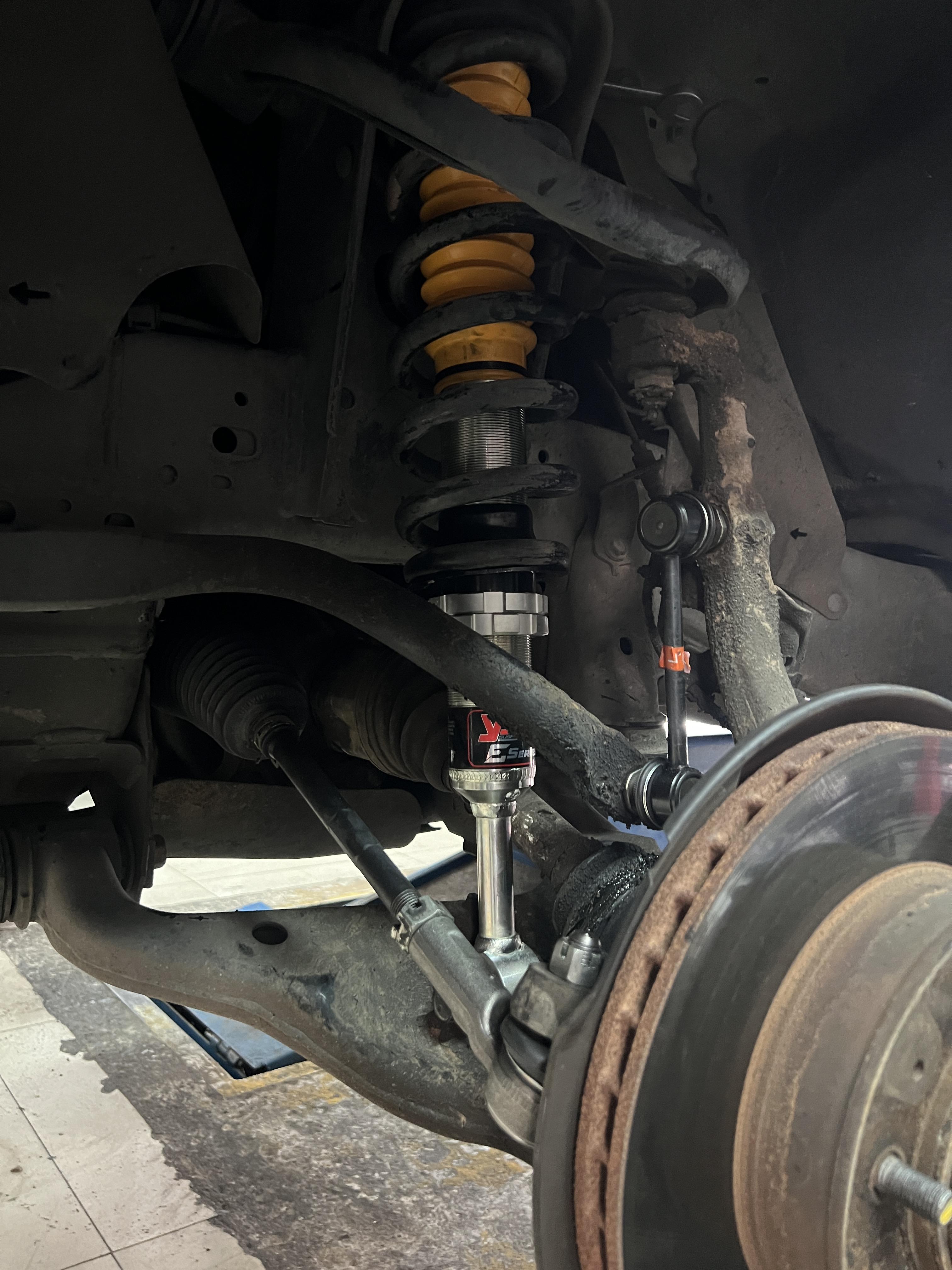 TOYOTA FORTUNER เข้ารับบริการเปลี่ยนโช้คอัพรถยนต์ใช้งานแทนของเดิมติดรถ [+] YSS E SERIES [+] ลูกหมากตอง5ญี่ปุ่นแท้ *เพื่อความรวดเร็วนัดหมายก่อนเข้ารับบริการครับ 𝙊𝙪𝙧 𝙎𝙚𝙧𝙫𝙞𝙘𝙚 บริการทางร้านเรารับทำอะไรบ้าง 👉มียางรถยนต์ทุกยี่ห้อให้เลือกซื้อ 👉โช้คอัพ สปริง 👉เช็คช่วงล่าง แก้ปัญหาให้ตรงจุด 👉ติดตั้งยางแบบไร้รอย 100% 👉บริการสลับยาง ตามอายุ 👉บริการล้างลิ้นปีกผีเสื้อ 👉บริการเช็คระยะรถยนต์ 👉เปลี่ยนถ่ายของเหลวทั้งระบบ 👉ตั้งศูนย์ด้วยเครื่อง HUNTER นำเข้าจาก USA สอบถามข้อมูลเพิ่มเติม หรือนัดหมายเข้ารับบริการ ☎️ : 08-6569-1915 ☎️ : 08-6544-5963 Line id : @88rw Facebook : https://www.facebook.com/88rwtire Location : https://goo.gl/maps/HrNUAZXPN94KvxZ98? #รถยนต์มีปัญหาไม่รู้ต้องแก้ตรงไหน ทางเรายินดี ตรวจหาปัญหาและหาวิธีแก้ บอกลูกค้าก่อนลงมือทำเสมอราคาเป็นธรรม #yss #ysseseries