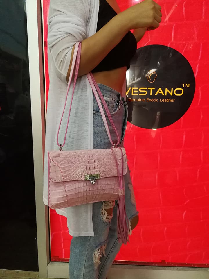 กระเป๋าสะพายหนังจระเข้แท้ สีชมพู รหัส CRW1217H-02-PI2