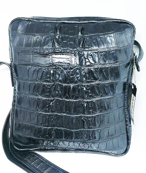 กระเป๋าสะพายชายหนังจระเข้แท้ สีดำ ส่วนหลัง รหัส CRM367H-BL-01