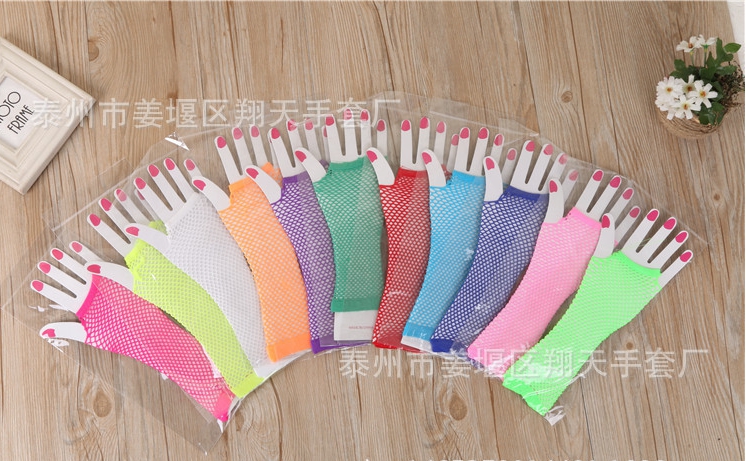 ถุงมือตาข่ายเปิดนิ้วสีดำ ขนาดยาว ก่อนยื้ด 9นิ้ว ใช้ได้ตั้งแต่ 4ขวบถึงผู้ใหญ่