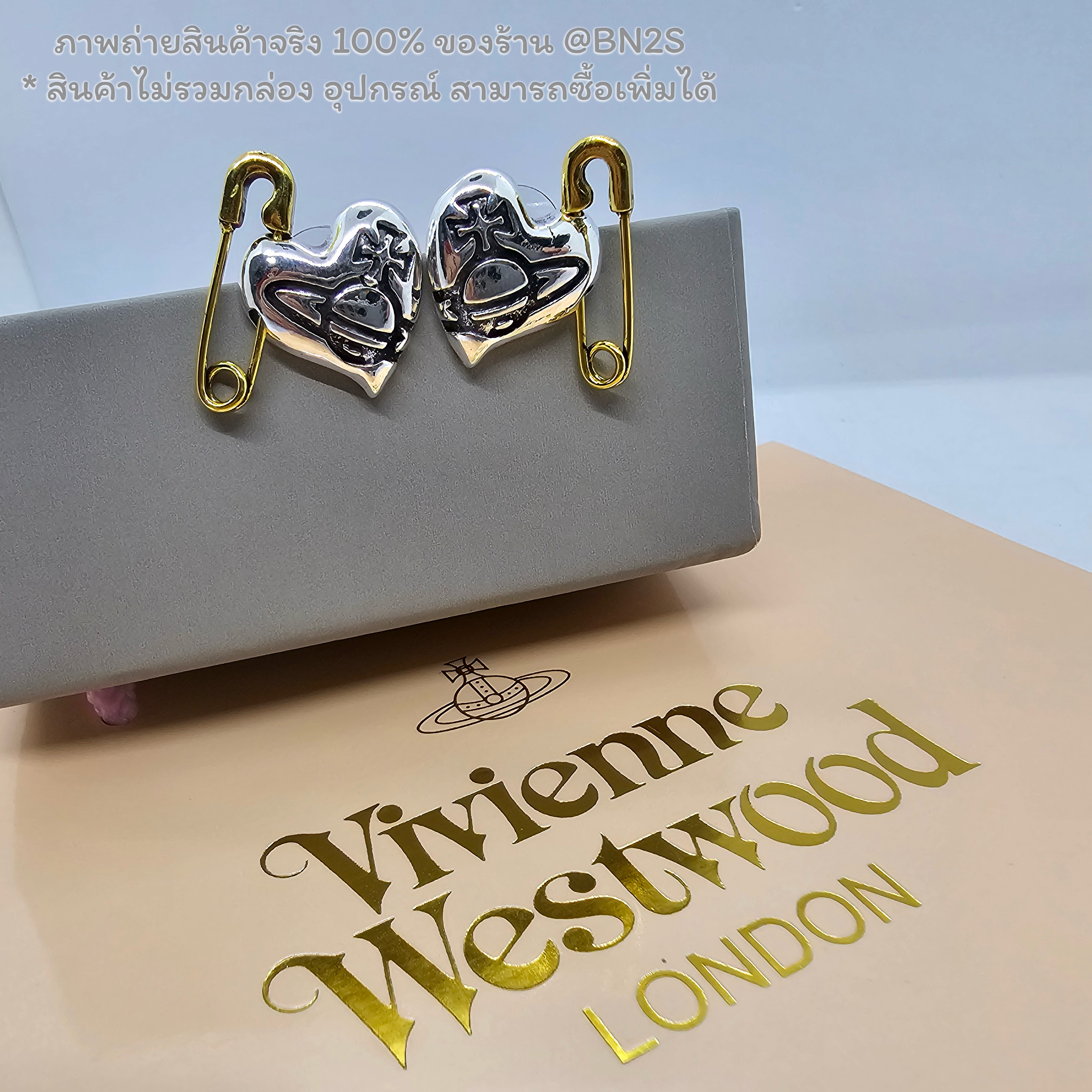 Vivienne Westwood Women White Orietta Earrings ต่างหูวิเวียน จี้หัวใจเข็มกลัด อะไหล่เงินรมดำ งานสวยมาก ภาพงานจริง 100% ไม่รวมกล่อง อุปกรณ์