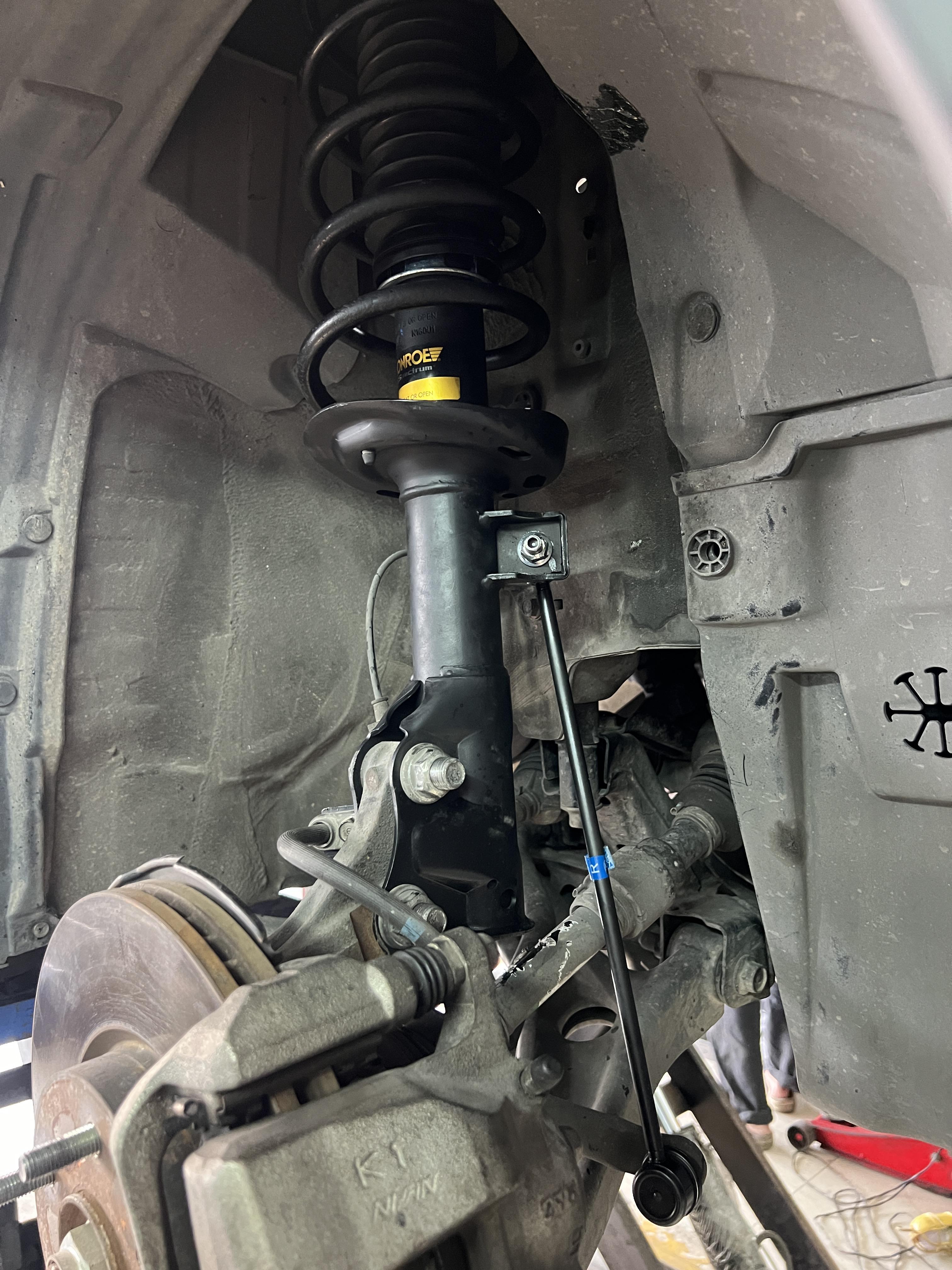 HONDA HRV เปลี่ยนโช้คอัพ พร้อมอะไหล่ [+] MONROE OE SPECTRUM พร้อมอะไหล่ครบ สอบถามข้อมูลเพิ่มเติม หรือนัดหมาย โทร : 08-6569-1915 บุ๊ก Line id : @88rw Location : https://goo.gl/maps/HrNUAZXPN94KvxZ98? รถยนต์มีปัญหาไม่รู้ต้องแก้ตรงไหน ทางเรายินดี ตรวจหาปัญหาและหาวิธีแก้ บอกลูกค้าก่อนลงมือทำเสมอด้วยราคาเป็นธรรม เวลาบริการ วันจันทร์-วันอาทิตย์ 09:00 น. - 17.30 น. #hondahrv #monroe #โช้คอัพ #ช่วงล่าง #โช๊ค #ยางรถยนต์