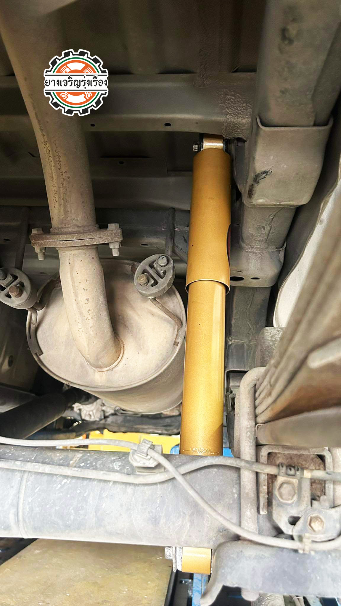 TOYOTA VIGO ต้องการเปลี่ยนโช๊คอัพชุดใหม่เลือกใช้งานโช๊คอัพ Monroe Gold reflex นุ่มหนึบ พร้อมบริการติดตั้ง set up ตั้งศูนย์แมชชิ่ง ครบจบที่เดียว 𝙊𝙪𝙧 𝙎𝙚𝙧𝙫𝙞𝙘𝙚 บริการทางร้านเรารับทำอะไรบ้าง 🔧 ติดตั้งยางแบบไร้รอย 100% 🔧 บริการสลับยาง ตามอายุ 🔧 มียางรถยนต์ทุกยี่ห้อให้เลือกซื้อ 🔧 เช็คช่วงล่าง แก้ปัญหาให้ตรงจุด 🔧 บริการล้างลิ้นปีกผีเสื้อ 🔧 บริการเช็คระยะรถยนต์ 🔧 เปลี่ยนถ่ายของเหลวทั้งระบบ 🔧 ตั้งศูนย์ด้วยเครื่อง HUNTER นำเข้าจาก USA สอบถามข้อมูลเพิ่มเติม หรือนัดหมายเข้ารับบริการ Tel : 08-6569-1915 Tel : 08-6544-5963 Line id : @88rw Tiktok : https://www.tiktok.com/@88rwycrr Youtube : https://youtube.com/@88rw Facebook : https://www.facebook.com/88rwtire Location : https://goo.gl/maps/HrNUAZXPN94KvxZ98?coh=178573&entry=tt #รถยนต์มีปัญหาไม่รู้ต้องแก้ตรงไหน ทางเรายินดี ตรวจหาปัญหาและหาวิธีแก้ บอกลูกค้าก่อนลงมือทำเสมอราคาเป็นธรรมไม่เอาเปรียบ สบายใจคุณลูกค้า ---------------------------------- #โช๊คอัพรถยนต์ #monroe #yss #kayaba #profender #ร้านยางเจริญรุ่งเรือง #นนทบุรี #งามวงศ์วาน #amsfix #บริการช่วงล่างรถยนต์ #ซ่อมบำรุงช่วงล่าง #เซทอัพโช๊คอัพรถยนต์